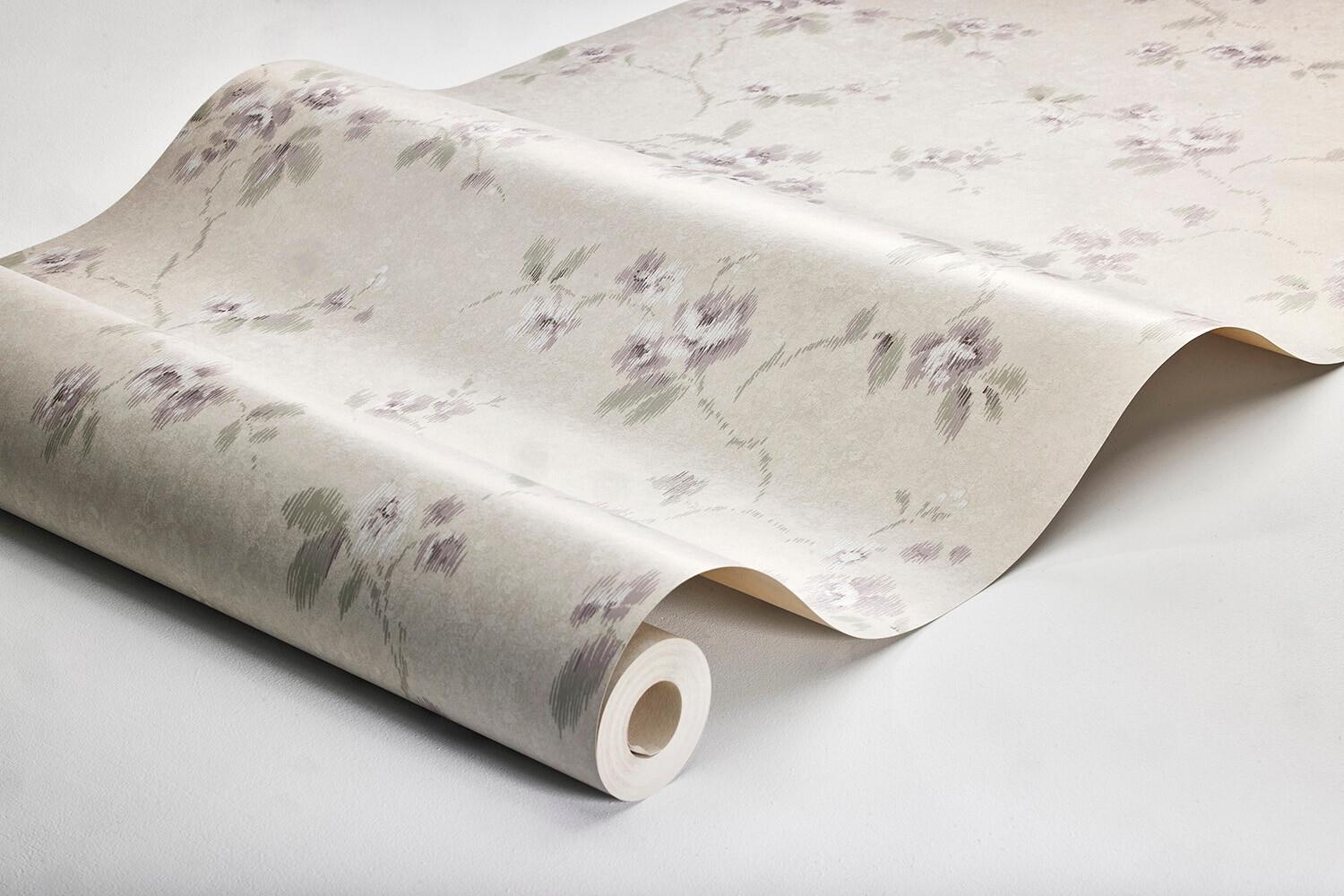 Vintage Rose tapet tapet med blommigt mönster i beige. Från kollektionen Dreamy Escape. Nonwoven-material med förskjuten passning. Passar i vardagsrum och matsal.
