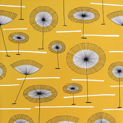 Grasslands tapet med blommigt mönster i gul. Från kollektionen signature. Nonwoven-material med rak passning. Vintage, lek-stil.