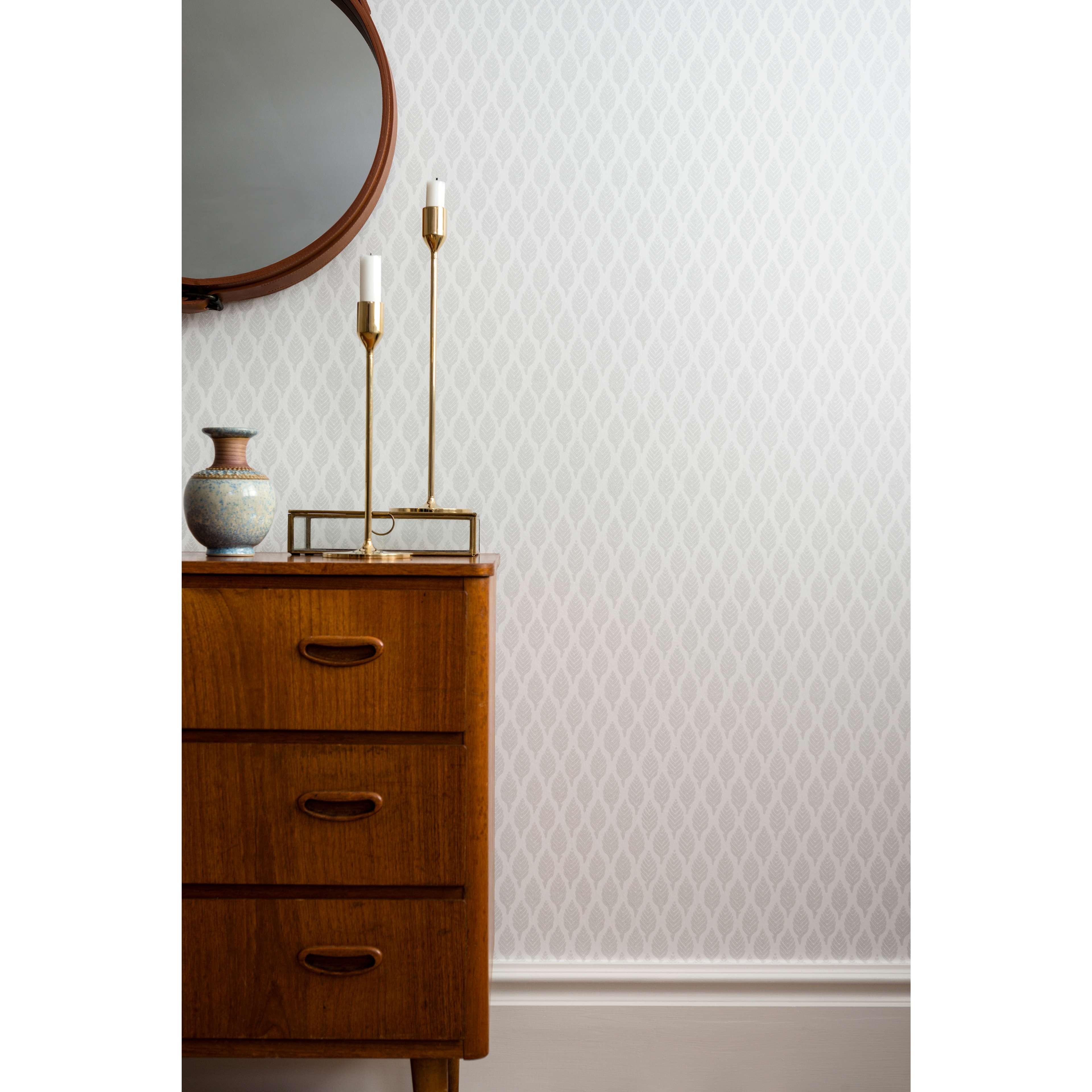 Dun, grå tapet från duro med geometriskt mönster i grå. Från kollektionen Duro 1900. Nonwoven-material med rak mönsterpassning. Vintage-stil.​​​​‌﻿‍﻿​‍​‍‌‍﻿﻿‌﻿​‍‌‍‍‌‌‍‌﻿‌‍‍‌‌‍﻿‍​‍​‍​﻿‍‍​‍​‍‌﻿​﻿‌‍​‌‌‍﻿‍‌‍‍‌‌﻿‌​‌﻿‍‌​‍﻿‍‌‍‍‌‌‍﻿﻿​‍​‍​‍﻿​​‍​‍‌‍‍​‌﻿​‍‌‍‌‌‌‍‌‍​‍​‍​﻿‍‍​‍​‍‌‍‍​‌﻿‌​‌﻿‌​‌﻿​​‌﻿​﻿​﻿‍‍​‍﻿﻿​‍﻿﻿‌﻿‌﻿‌﻿‌﻿‌﻿‌﻿​‍﻿‍‌‍​﻿‌‍﻿﻿‌‍﻿​‌‍﻿﻿‌﻿​‍‌‍​‌‌‍﻿‌‌‍​‌​‍﻿‍‌﻿​﻿‌‍‌‌​‍﻿﻿‌﻿​﻿‌﻿‌​‌﻿‌‌‌‍‌​‌‍‍‌‌‍﻿﻿​‍﻿﻿‌‍‍‌‌‍﻿‍‌﻿‌​‌‍‌‌‌‍﻿‍‌﻿‌​​‍﻿﻿‌‍‌‌‌‍‌​‌‍‍‌‌﻿‌​​‍﻿﻿‌‍﻿‌‌‍﻿﻿‌‍‌​‌‍‌‌​﻿﻿‌‌﻿​​‌﻿​‍‌‍‌‌‌﻿​﻿‌‍‌‌‌‍﻿‍‌﻿‌​‌‍​‌‌﻿‌​‌‍‍‌‌‍﻿﻿‌‍﻿‍​﻿‍﻿‌‍‍‌‌‍‌​​﻿﻿‌‌‍‍‌‌‍﻿‌‌‍​‌‌‍‌﻿‌‍‌‌​‍﻿‌​﻿​‍​﻿​‌​﻿‌﻿​﻿‍‌‌‍‌‍​﻿‌‍​﻿​‍​﻿‍​​﻿​‍‌‍‌‍​﻿‌‍​﻿‌﻿​﻿‌﻿​﻿‍​​﻿‌​‌‍‌​​﻿‍‌​﻿‌‌​﻿‍‌​﻿‌﻿​﻿​﻿​﻿‍​‌‍‌​​﻿‍​‌‍​‌‌‍​‌‌‍‌‍​﻿‍​​﻿​​‌‍‌‍‌‍‌​​﻿​​​﻿‍‌‌‍‌‍​﻿‌​‌‍‌‍​﻿​​​﻿​‍​﻿​‍​﻿​‌​‍﻿‌​﻿​﻿​﻿​‍​﻿​​​﻿​​‌﻿‍​​﻿​﻿​﻿​‍​﻿​​​﻿​​​‍﻿‌‌‍‍‍‌﻿​​‌‍‌﻿​﻿‍﻿‌﻿‌​‌﻿‍‌‌﻿​​‌‍‌‌​﻿﻿‌‌﻿​﻿‌‍​‌‌‍﻿‍‌‍‍‌‌﻿‌​‌﻿‍‌​‍﻿‍‌‍‍‌‌‍﻿‌‌‍​‌‌‍‌﻿‌‍‌‌‌​​‌‌﻿​﻿‌﻿​﻿‌‍‌‌‌﻿‌​​﻿‍﻿‌﻿​​‌‍​‌‌﻿‌​‌‍‍​​﻿﻿‌‌‍​‌‌‍﻿​‌﻿‌​‌‌‌​‌‍‌‌‌﻿‍​‌﻿‌​​﻿﻿﻿‌‍​‍‌‍​‌‌﻿​﻿‌‍‌‌‌‌‌‌‌﻿​‍‌‍﻿​​﻿﻿‌‌‍‍​‌﻿‌​‌﻿‌​‌﻿​​‌﻿​﻿​‍‌‌​﻿​﻿‌​​‌​‍‌‌​﻿​‍‌​‌‍​‍‌‌​﻿​‍‌​‌‍‌﻿‌﻿‌﻿‌﻿‌﻿‌﻿​‍﻿‍‌‍​﻿‌‍﻿﻿‌‍﻿​‌‍﻿﻿‌﻿​‍‌‍​‌‌‍﻿‌‌‍​‌​‍﻿‍‌﻿​﻿‌‍‌‌​‍‌‌​﻿​‍‌​‌‍‌﻿​﻿‌﻿‌​‌﻿‌‌‌‍‌​‌‍‍‌‌‍﻿﻿​‍‌‍‌‍‍‌‌‍‌​​﻿﻿‌‌‍‍‌‌‍﻿‌‌‍​‌‌‍‌﻿‌‍‌‌​‍﻿‌​﻿​‍​﻿​‌​﻿‌﻿​﻿‍‌‌‍‌‍​﻿‌‍​﻿​‍​﻿‍​​﻿​‍‌‍‌‍​﻿‌‍​﻿‌﻿​﻿‌﻿​﻿‍​​﻿‌​‌‍‌​​﻿‍‌​﻿‌‌​﻿‍‌​﻿‌﻿​﻿​﻿​﻿‍​‌‍‌​​﻿‍​‌‍​‌‌‍​‌‌‍‌‍​﻿‍​​﻿​​‌‍‌‍‌‍‌​​﻿​​​﻿‍‌‌‍‌‍​﻿‌​‌‍‌‍​﻿​​​﻿​‍​﻿​‍​﻿​‌​‍﻿‌​﻿​﻿​﻿​‍​﻿​​​﻿​​‌﻿‍​​﻿​﻿​﻿​‍​﻿​​​﻿​​​‍﻿‌‌‍‍‍‌﻿​​‌‍‌﻿​‍‌‍‌﻿‌​‌﻿‍‌‌﻿​​‌‍‌‌​﻿﻿‌‌﻿​﻿‌‍​‌‌‍﻿‍‌‍‍‌‌﻿‌​‌﻿‍‌​‍﻿‍‌‍‍‌‌‍﻿‌‌‍​‌‌‍‌﻿‌‍‌‌‌​​‌‌﻿​﻿‌﻿​﻿‌‍‌‌‌﻿‌​​‍‌‍‌﻿​​‌‍​‌‌﻿‌​‌‍‍​​﻿﻿‌‌‍​‌‌‍﻿​‌﻿‌​‌‌‌​‌‍‌‌‌﻿‍​‌﻿‌​​‍‌‍‌﻿​​‌‍‌‌‌﻿​‍‌﻿​﻿‌﻿​​‌‍‌‌‌‍​﻿‌﻿‌​‌‍‍‌‌﻿‌‍‌‍‌‌​﻿﻿‌‌﻿​​‌﻿‌‌‌‍​‍‌‍﻿​‌‍‍‌‌﻿​﻿‌‍‍​‌‍‌‌‌‍‌​​‍​‍‌﻿﻿‌