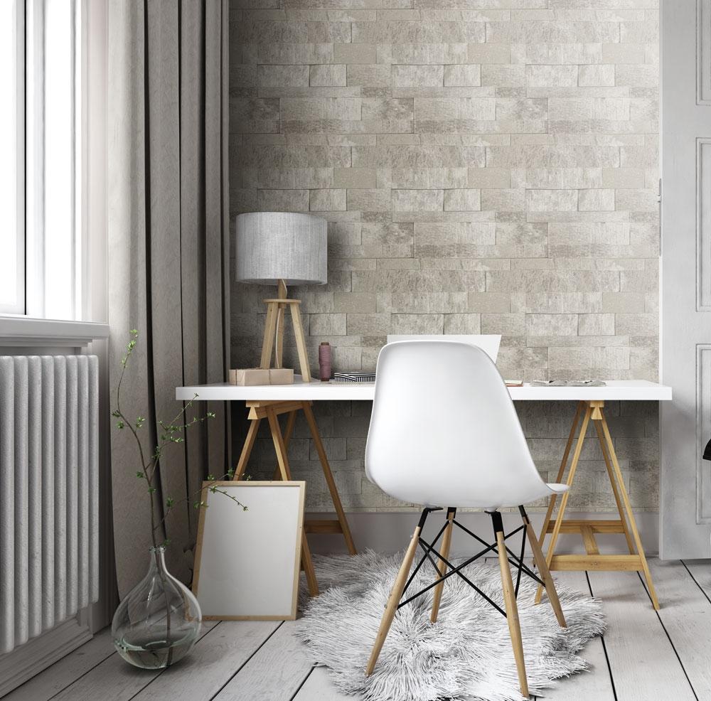 Palma tapet från Midbec med tegelsten mönster i beige. Från kollektionen Palma. Nonwoven-material med rak passning. Passar i tonårsrum, kök och arbetsrum.