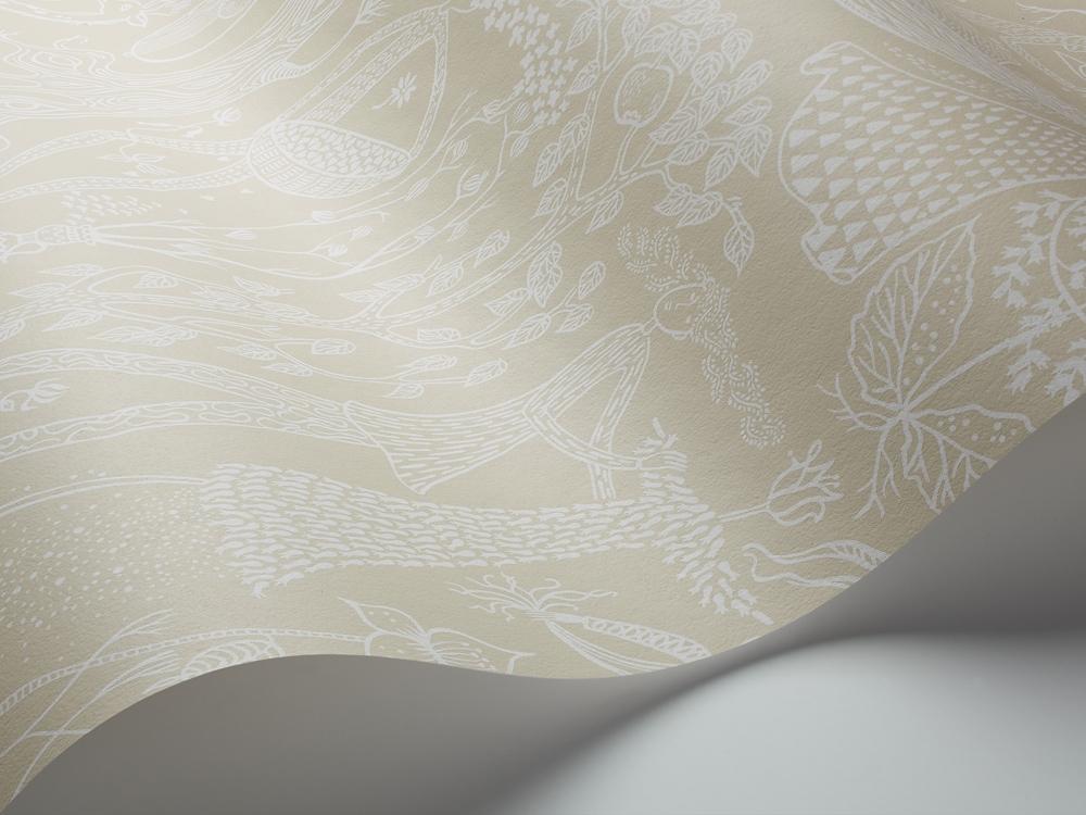 Poème d´amour, beige tapet från Boråstapeter med grafiskt, retro mönster i vit och beige. Från kollektionen Scandinavian Designers II. Nonwoven-material med förskjuten passning.