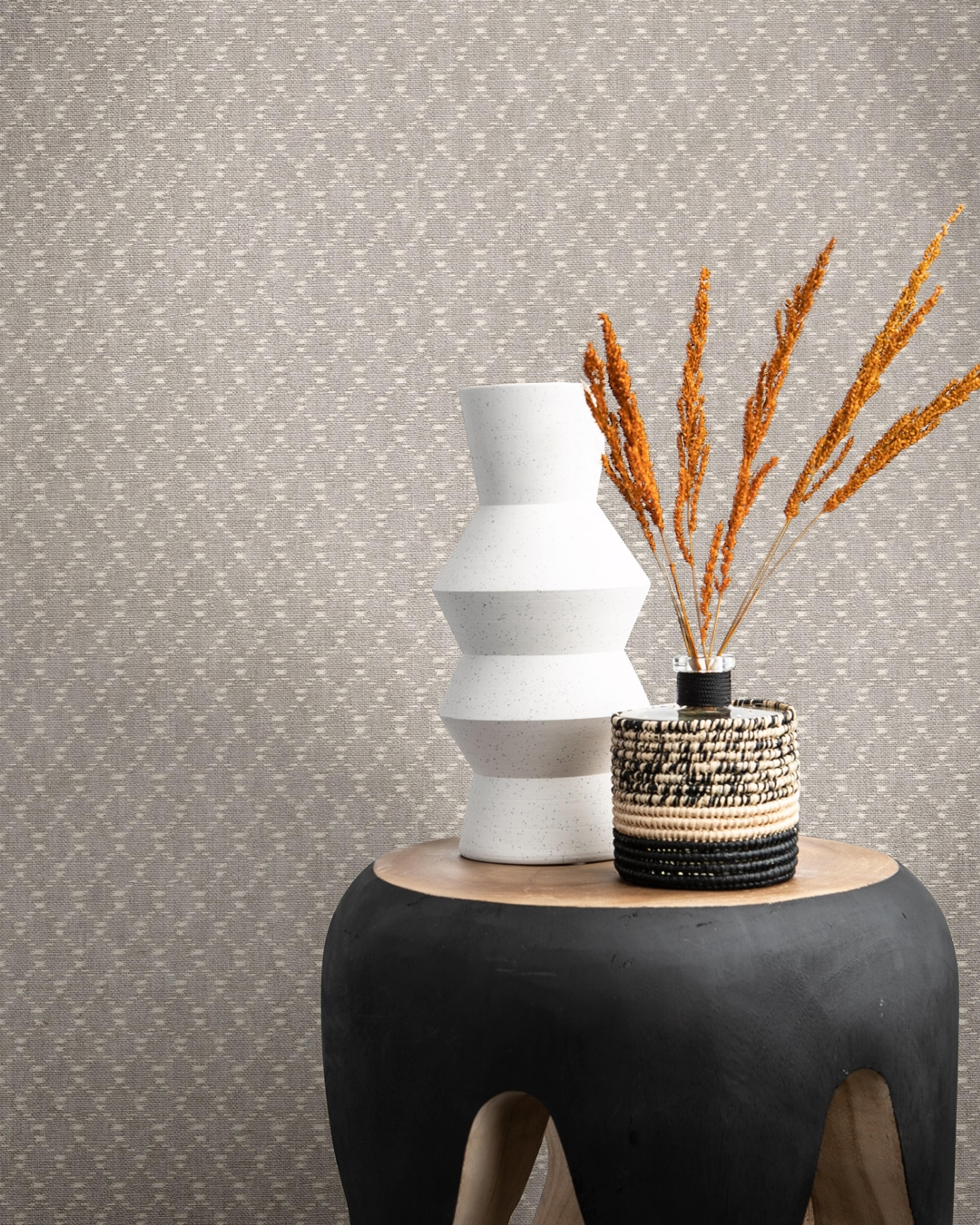 Ikat Textile tapet med trellis mönster i grå. Från kollektionen Tahiti. Nonwoven-material med rak passning. Passar i vardagsrum, matsal och hall.​​​​‌﻿‍﻿​‍​‍‌‍﻿﻿‌﻿​‍‌‍‍‌‌‍‌﻿‌‍‍‌‌‍﻿‍​‍​‍​﻿‍‍​‍​‍‌﻿​﻿‌‍​‌‌‍﻿‍‌‍‍‌‌﻿‌​‌﻿‍‌​‍﻿‍‌‍‍‌‌‍﻿﻿​‍​‍​‍﻿​​‍​‍‌‍‍​‌﻿​‍‌‍‌‌‌‍‌‍​‍​‍​﻿‍‍​‍​‍‌‍‍​‌﻿‌​‌﻿‌​‌﻿​​‌﻿​﻿​﻿‍‍​‍﻿﻿​‍﻿﻿‌﻿‌﻿‌﻿‌﻿‌﻿‌﻿​‍﻿‍‌‍​﻿‌‍﻿﻿‌‍﻿​‌‍﻿﻿‌﻿​‍‌‍​‌‌‍﻿‌‌‍​‌​‍﻿‍‌﻿​﻿‌‍‌‌​‍﻿﻿‌﻿​﻿‌﻿‌​‌﻿‌‌‌‍‌​‌‍‍‌‌‍﻿﻿​‍﻿﻿‌‍‍‌‌‍﻿‍‌﻿‌​‌‍‌‌‌‍﻿‍‌﻿‌​​‍﻿﻿‌‍‌‌‌‍‌​‌‍‍‌‌﻿‌​​‍﻿﻿‌‍﻿‌‌‍﻿﻿‌‍‌​‌‍‌‌​﻿﻿‌‌﻿​​‌﻿​‍‌‍‌‌‌﻿​﻿‌‍‌‌‌‍﻿‍‌﻿‌​‌‍​‌‌﻿‌​‌‍‍‌‌‍﻿﻿‌‍﻿‍​﻿‍﻿‌‍‍‌‌‍‌​​﻿﻿‌‌‍‍‌‌‍﻿‌‌‍​‌‌‍‌﻿‌‍‌‌​‍﻿‌​﻿​‍‌‍​‍​﻿‌‍​﻿‌‌​﻿‌​‌‍‌‍‌‍​‍​﻿​‍​﻿‍​​﻿‌‌‌‍‌‌​﻿​﻿​﻿​‍​﻿‍​​﻿​﻿​﻿‌﻿​﻿‌‌​﻿‌﻿​﻿​﻿​﻿‌​‌‍​‌​﻿‌‌​﻿​﻿​﻿​﻿​﻿‌‍‌‍‌‍‌‍‌​​﻿​‌​﻿‍​​﻿​‌​﻿‌​​﻿‌﻿‌‍‌‌​﻿​﻿‌‍​‌‌‍​﻿​﻿‌‌​﻿‍​​﻿‍​‌‍‌​​‍﻿‌​﻿​‌​﻿​​​﻿‍​​﻿​​‌﻿‍​​﻿​‌​﻿​﻿​﻿‌‌​﻿​​​‍﻿‌‌‍‍‍‌﻿​​‌‍‌﻿​﻿‍﻿‌﻿‌​‌﻿‍‌‌﻿​​‌‍‌‌​﻿﻿‌‌﻿​﻿‌‍​‌‌‍﻿‍‌‍‍‌‌﻿‌​‌﻿‍‌​‍﻿‍‌‍‍‌‌‍﻿‌‌‍​‌‌‍‌﻿‌‍‌‌‌​​‌‌﻿​﻿‌﻿​﻿‌‍‌‌‌﻿‌​​﻿‍﻿‌﻿​​‌‍​‌‌﻿‌​‌‍‍​​﻿﻿‌‌‍​‌‌‍﻿​‌﻿‌​‌‌‌​‌‍‌‌‌﻿‍​‌﻿‌​​﻿﻿﻿‌‍​‍‌‍​‌‌﻿​﻿‌‍‌‌‌‌‌‌‌﻿​‍‌‍﻿​​﻿﻿‌‌‍‍​‌﻿‌​‌﻿‌​‌﻿​​‌﻿​﻿​‍‌‌​﻿​﻿‌​​‌​‍‌‌​﻿​‍‌​‌‍​‍‌‌​﻿​‍‌​‌‍‌﻿‌﻿‌﻿‌﻿‌﻿‌﻿​‍﻿‍‌‍​﻿‌‍﻿﻿‌‍﻿​‌‍﻿﻿‌﻿​‍‌‍​‌‌‍﻿‌‌‍​‌​‍﻿‍‌﻿​﻿‌‍‌‌​‍‌‌​﻿​‍‌​‌‍‌﻿​﻿‌﻿‌​‌﻿‌‌‌‍‌​‌‍‍‌‌‍﻿﻿​‍‌‍‌‍‍‌‌‍‌​​﻿﻿‌‌‍‍‌‌‍﻿‌‌‍​‌‌‍‌﻿‌‍‌‌​‍﻿‌​﻿​‍‌‍​‍​﻿‌‍​﻿‌‌​﻿‌​‌‍‌‍‌‍​‍​﻿​‍​﻿‍​​﻿‌‌‌‍‌‌​﻿​﻿​﻿​‍​﻿‍​​﻿​﻿​﻿‌﻿​﻿‌‌​﻿‌﻿​﻿​﻿​﻿‌​‌‍​‌​﻿‌‌​﻿​﻿​﻿​﻿​﻿‌‍‌‍‌‍‌‍‌​​﻿​‌​﻿‍​​﻿​‌​﻿‌​​﻿‌﻿‌‍‌‌​﻿​﻿‌‍​‌‌‍​﻿​﻿‌‌​﻿‍​​﻿‍​‌‍‌​​‍﻿‌​﻿​‌​﻿​​​﻿‍​​﻿​​‌﻿‍​​﻿​‌​﻿​﻿​﻿‌‌​﻿​​​‍﻿‌‌‍‍‍‌﻿​​‌‍‌﻿​‍‌‍‌﻿‌​‌﻿‍‌‌﻿​​‌‍‌‌​﻿﻿‌‌﻿​﻿‌‍​‌‌‍﻿‍‌‍‍‌‌﻿‌​‌﻿‍‌​‍﻿‍‌‍‍‌‌‍﻿‌‌‍​‌‌‍‌﻿‌‍‌‌‌​​‌‌﻿​﻿‌﻿​﻿‌‍‌‌‌﻿‌​​‍‌‍‌﻿​​‌‍​‌‌﻿‌​‌‍‍​​﻿﻿‌‌‍​‌‌‍﻿​‌﻿‌​‌‌‌​‌‍‌‌‌﻿‍​‌﻿‌​​‍‌‍‌﻿​​‌‍‌‌‌﻿​‍‌﻿​﻿‌﻿​​‌‍‌‌‌‍​﻿‌﻿‌​‌‍‍‌‌﻿‌‍‌‍‌‌​﻿﻿‌‌﻿​​‌﻿‌‌‌‍​‍‌‍﻿​‌‍‍‌‌﻿​﻿‌‍‍​‌‍‌‌‌‍‌​​‍​‍‌﻿﻿‌