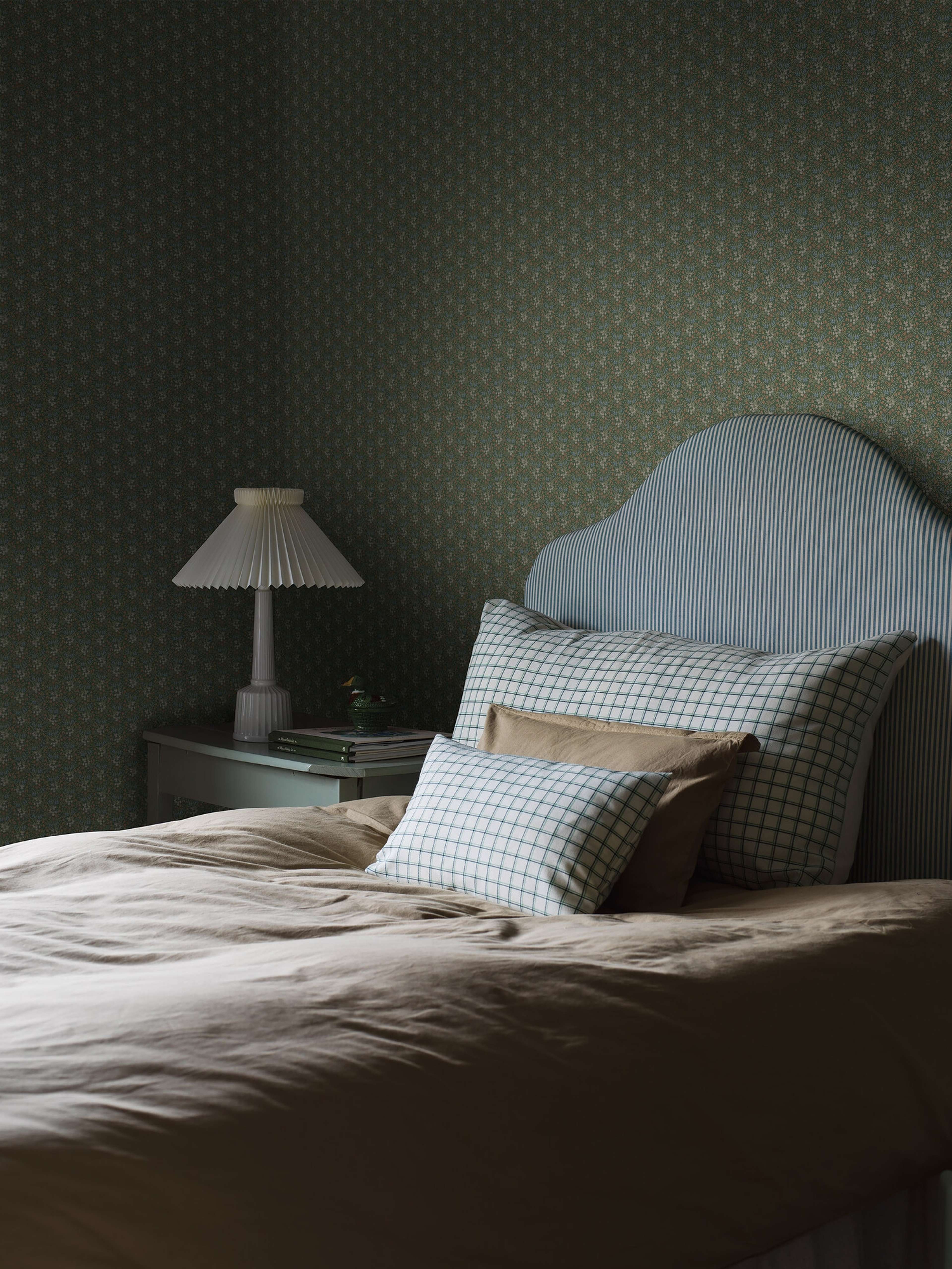 Bella tapet med blommigt mönster i grön. Från kollektionen New Heritage. Nonwoven-material med rak passning. Passar i vardagsrum, sovrum och hall.​​​​‌﻿‍﻿​‍​‍‌‍﻿﻿‌﻿​‍‌‍‍‌‌‍‌﻿‌‍‍‌‌‍﻿‍​‍​‍​﻿‍‍​‍​‍‌﻿​﻿‌‍​‌‌‍﻿‍‌‍‍‌‌﻿‌​‌﻿‍‌​‍﻿‍‌‍‍‌‌‍﻿﻿​‍​‍​‍﻿​​‍​‍‌‍‍​‌﻿​‍‌‍‌‌‌‍‌‍​‍​‍​﻿‍‍​‍​‍‌‍‍​‌﻿‌​‌﻿‌​‌﻿​​‌﻿​﻿​﻿‍‍​‍﻿﻿​‍﻿﻿‌﻿‌﻿‌﻿‌﻿‌﻿‌﻿​‍﻿‍‌‍​﻿‌‍﻿﻿‌‍﻿​‌‍﻿﻿‌﻿​‍‌‍​‌‌‍﻿‌‌‍​‌​‍﻿‍‌﻿​﻿‌‍‌‌​‍﻿﻿‌﻿​﻿‌﻿‌​‌﻿‌‌‌‍‌​‌‍‍‌‌‍﻿﻿​‍﻿﻿‌‍‍‌‌‍﻿‍‌﻿‌​‌‍‌‌‌‍﻿‍‌﻿‌​​‍﻿﻿‌‍‌‌‌‍‌​‌‍‍‌‌﻿‌​​‍﻿﻿‌‍﻿‌‌‍﻿﻿‌‍‌​‌‍‌‌​﻿﻿‌‌﻿​​‌﻿​‍‌‍‌‌‌﻿​﻿‌‍‌‌‌‍﻿‍‌﻿‌​‌‍​‌‌﻿‌​‌‍‍‌‌‍﻿﻿‌‍﻿‍​﻿‍﻿‌‍‍‌‌‍‌​​﻿﻿‌‌‍‍‌‌‍﻿‌‌‍​‌‌‍‌﻿‌‍‌‌​‍﻿‌​﻿​‍‌‍​‍​﻿‌﻿​﻿​​​﻿​﻿​﻿​‍‌‍​‌​﻿‍​‌‍​‍​﻿​﻿​﻿‌‌​﻿​﻿​﻿‌‍‌‍‌​​﻿​​‌‍​‍​﻿​﻿‌‍​‌​﻿‍​​﻿‌​​﻿‍​​﻿‌﻿​﻿​‌‌‍​﻿‌‍‌​‌‍​﻿‌‍​‌​﻿​​​﻿‌﻿​﻿‌​​﻿‌﻿​﻿‌‌​﻿​﻿​﻿‌​​﻿​​​﻿‌﻿​﻿​﻿​﻿​​​﻿​‍​﻿​‍​‍﻿‌​﻿​‌​﻿‌‌​﻿​​​﻿​​‌﻿‍​​﻿​‍​﻿​​​﻿​​​﻿​​​‍﻿‌‌‍‍‍‌﻿​​‌‍‌﻿​﻿‍﻿‌﻿‌​‌﻿‍‌‌﻿​​‌‍‌‌​﻿﻿‌‌﻿​﻿‌‍​‌‌‍﻿‍‌‍‍‌‌﻿‌​‌﻿‍‌​‍﻿‍‌‍‍‌‌‍﻿‌‌‍​‌‌‍‌﻿‌‍‌‌‌​​‌‌﻿​﻿‌﻿​﻿‌‍‌‌‌﻿‌​​﻿‍﻿‌﻿​​‌‍​‌‌﻿‌​‌‍‍​​﻿﻿‌‌‍​‌‌‍﻿​‌﻿‌​‌‌‌​‌‍‌‌‌﻿‍​‌﻿‌​​﻿﻿﻿‌‍​‍‌‍​‌‌﻿​﻿‌‍‌‌‌‌‌‌‌﻿​‍‌‍﻿​​﻿﻿‌‌‍‍​‌﻿‌​‌﻿‌​‌﻿​​‌﻿​﻿​‍‌‌​﻿​﻿‌​​‌​‍‌‌​﻿​‍‌​‌‍​‍‌‌​﻿​‍‌​‌‍‌﻿‌﻿‌﻿‌﻿‌﻿‌﻿​‍﻿‍‌‍​﻿‌‍﻿﻿‌‍﻿​‌‍﻿﻿‌﻿​‍‌‍​‌‌‍﻿‌‌‍​‌​‍﻿‍‌﻿​﻿‌‍‌‌​‍‌‌​﻿​‍‌​‌‍‌﻿​﻿‌﻿‌​‌﻿‌‌‌‍‌​‌‍‍‌‌‍﻿﻿​‍‌‍‌‍‍‌‌‍‌​​﻿﻿‌‌‍‍‌‌‍﻿‌‌‍​‌‌‍‌﻿‌‍‌‌​‍﻿‌​﻿​‍‌‍​‍​﻿‌﻿​﻿​​​﻿​﻿​﻿​‍‌‍​‌​﻿‍​‌‍​‍​﻿​﻿​﻿‌‌​﻿​﻿​﻿‌‍‌‍‌​​﻿​​‌‍​‍​﻿​﻿‌‍​‌​﻿‍​​﻿‌​​﻿‍​​﻿‌﻿​﻿​‌‌‍​﻿‌‍‌​‌‍​﻿‌‍​‌​﻿​​​﻿‌﻿​﻿‌​​﻿‌﻿​﻿‌‌​﻿​﻿​﻿‌​​﻿​​​﻿‌﻿​﻿​﻿​﻿​​​﻿​‍​﻿​‍​‍﻿‌​﻿​‌​﻿‌‌​﻿​​​﻿​​‌﻿‍​​﻿​‍​﻿​​​﻿​​​﻿​​​‍﻿‌‌‍‍‍‌﻿​​‌‍‌﻿​‍‌‍‌﻿‌​‌﻿‍‌‌﻿​​‌‍‌‌​﻿﻿‌‌﻿​﻿‌‍​‌‌‍﻿‍‌‍‍‌‌﻿‌​‌﻿‍‌​‍﻿‍‌‍‍‌‌‍﻿‌‌‍​‌‌‍‌﻿‌‍‌‌‌​​‌‌﻿​﻿‌﻿​﻿‌‍‌‌‌﻿‌​​‍‌‍‌﻿​​‌‍​‌‌﻿‌​‌‍‍​​﻿﻿‌‌‍​‌‌‍﻿​‌﻿‌​‌‌‌​‌‍‌‌‌﻿‍​‌﻿‌​​‍‌‍‌﻿​​‌‍‌‌‌﻿​‍‌﻿​﻿‌﻿​​‌‍‌‌‌‍​﻿‌﻿‌​‌‍‍‌‌﻿‌‍‌‍‌‌​﻿﻿‌‌﻿​​‌﻿‌‌‌‍​‍‌‍﻿​‌‍‍‌‌﻿​﻿‌‍‍​‌‍‌‌‌‍‌​​‍​‍‌﻿﻿‌