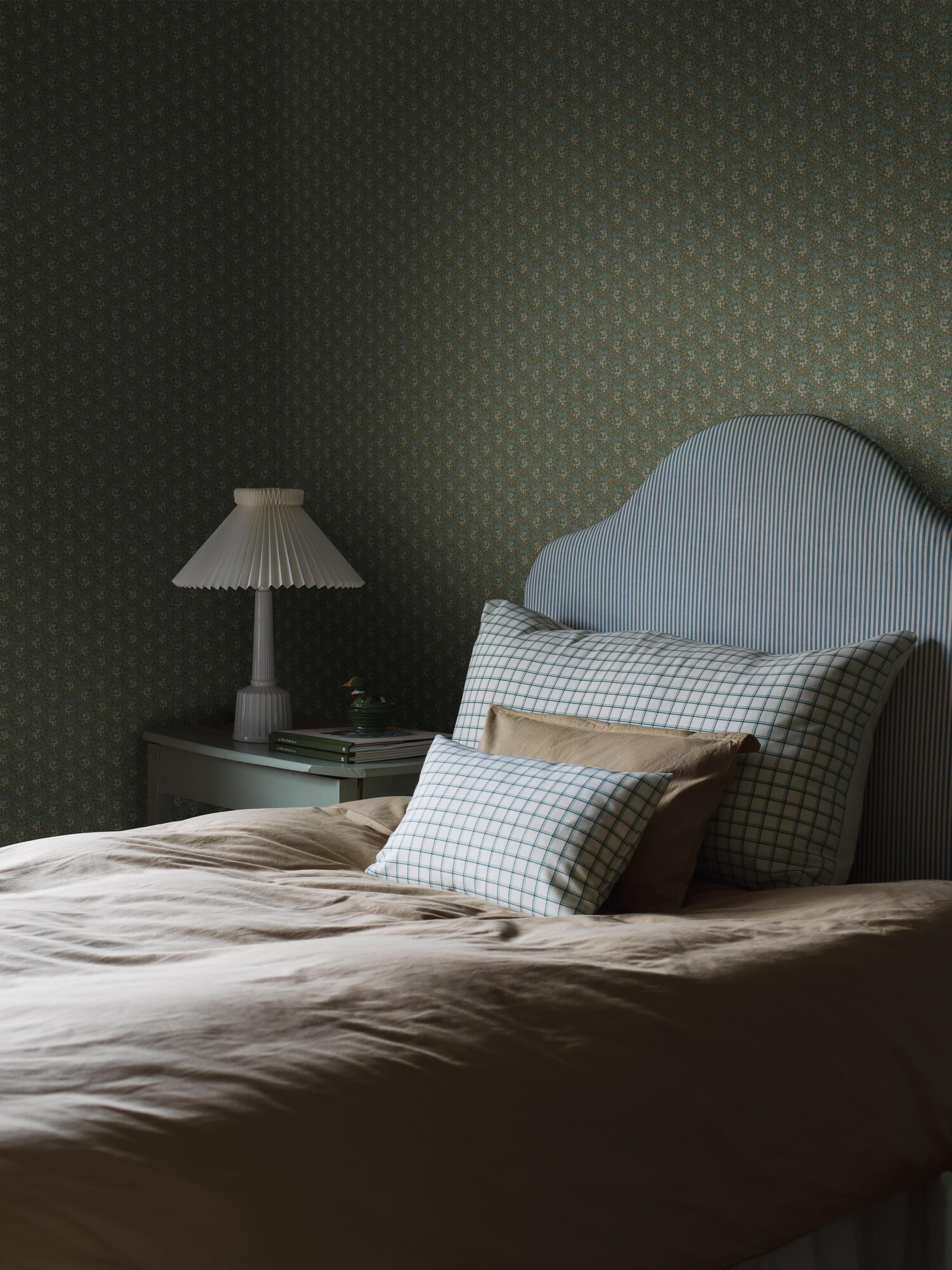 Bella tapet med blommigt mönster i grön. Från kollektionen New Heritage. Nonwoven-material med rak passning. Passar i vardagsrum, sovrum och hall.​​​​‌﻿‍﻿​‍​‍‌‍﻿﻿‌﻿​‍‌‍‍‌‌‍‌﻿‌‍‍‌‌‍﻿‍​‍​‍​﻿‍‍​‍​‍‌﻿​﻿‌‍​‌‌‍﻿‍‌‍‍‌‌﻿‌​‌﻿‍‌​‍﻿‍‌‍‍‌‌‍﻿﻿​‍​‍​‍﻿​​‍​‍‌‍‍​‌﻿​‍‌‍‌‌‌‍‌‍​‍​‍​﻿‍‍​‍​‍‌‍‍​‌﻿‌​‌﻿‌​‌﻿​​‌﻿​﻿​﻿‍‍​‍﻿﻿​‍﻿﻿‌﻿‌﻿‌﻿‌﻿‌﻿‌﻿​‍﻿‍‌‍​﻿‌‍﻿﻿‌‍﻿​‌‍﻿﻿‌﻿​‍‌‍​‌‌‍﻿‌‌‍​‌​‍﻿‍‌﻿​﻿‌‍‌‌​‍﻿﻿‌﻿​﻿‌﻿‌​‌﻿‌‌‌‍‌​‌‍‍‌‌‍﻿﻿​‍﻿﻿‌‍‍‌‌‍﻿‍‌﻿‌​‌‍‌‌‌‍﻿‍‌﻿‌​​‍﻿﻿‌‍‌‌‌‍‌​‌‍‍‌‌﻿‌​​‍﻿﻿‌‍﻿‌‌‍﻿﻿‌‍‌​‌‍‌‌​﻿﻿‌‌﻿​​‌﻿​‍‌‍‌‌‌﻿​﻿‌‍‌‌‌‍﻿‍‌﻿‌​‌‍​‌‌﻿‌​‌‍‍‌‌‍﻿﻿‌‍﻿‍​﻿‍﻿‌‍‍‌‌‍‌​​﻿﻿‌‌‍‍‌‌‍﻿‌‌‍​‌‌‍‌﻿‌‍‌‌​‍﻿‌​﻿​‍‌‍​‍​﻿‌﻿​﻿​​​﻿​﻿​﻿​‍‌‍​‌​﻿‍​‌‍​‍​﻿​﻿​﻿‌‌​﻿​﻿​﻿‌‍‌‍‌​​﻿​​‌‍​‍​﻿​﻿‌‍​‌​﻿‍​​﻿‌​​﻿‍​​﻿‌﻿​﻿​‌‌‍​﻿‌‍‌​‌‍​﻿‌‍​‌​﻿​​​﻿‌﻿​﻿‌​​﻿‌﻿​﻿‌‌​﻿​﻿​﻿‌​​﻿​​​﻿‌﻿​﻿​﻿​﻿​​​﻿​‍​﻿​‍​‍﻿‌​﻿​‌​﻿‌‌​﻿​​​﻿​​‌﻿‍​​﻿​‍​﻿​​​﻿​​​﻿​​​‍﻿‌‌‍‍‍‌﻿​​‌‍‌﻿​﻿‍﻿‌﻿‌​‌﻿‍‌‌﻿​​‌‍‌‌​﻿﻿‌‌﻿​﻿‌‍​‌‌‍﻿‍‌‍‍‌‌﻿‌​‌﻿‍‌​‍﻿‍‌‍‍‌‌‍﻿‌‌‍​‌‌‍‌﻿‌‍‌‌‌​​‌‌﻿​﻿‌﻿​﻿‌‍‌‌‌﻿‌​​﻿‍﻿‌﻿​​‌‍​‌‌﻿‌​‌‍‍​​﻿﻿‌‌‍​‌‌‍﻿​‌﻿‌​‌‌‌​‌‍‌‌‌﻿‍​‌﻿‌​​﻿﻿﻿‌‍​‍‌‍​‌‌﻿​﻿‌‍‌‌‌‌‌‌‌﻿​‍‌‍﻿​​﻿﻿‌‌‍‍​‌﻿‌​‌﻿‌​‌﻿​​‌﻿​﻿​‍‌‌​﻿​﻿‌​​‌​‍‌‌​﻿​‍‌​‌‍​‍‌‌​﻿​‍‌​‌‍‌﻿‌﻿‌﻿‌﻿‌﻿‌﻿​‍﻿‍‌‍​﻿‌‍﻿﻿‌‍﻿​‌‍﻿﻿‌﻿​‍‌‍​‌‌‍﻿‌‌‍​‌​‍﻿‍‌﻿​﻿‌‍‌‌​‍‌‌​﻿​‍‌​‌‍‌﻿​﻿‌﻿‌​‌﻿‌‌‌‍‌​‌‍‍‌‌‍﻿﻿​‍‌‍‌‍‍‌‌‍‌​​﻿﻿‌‌‍‍‌‌‍﻿‌‌‍​‌‌‍‌﻿‌‍‌‌​‍﻿‌​﻿​‍‌‍​‍​﻿‌﻿​﻿​​​﻿​﻿​﻿​‍‌‍​‌​﻿‍​‌‍​‍​﻿​﻿​﻿‌‌​﻿​﻿​﻿‌‍‌‍‌​​﻿​​‌‍​‍​﻿​﻿‌‍​‌​﻿‍​​﻿‌​​﻿‍​​﻿‌﻿​﻿​‌‌‍​﻿‌‍‌​‌‍​﻿‌‍​‌​﻿​​​﻿‌﻿​﻿‌​​﻿‌﻿​﻿‌‌​﻿​﻿​﻿‌​​﻿​​​﻿‌﻿​﻿​﻿​﻿​​​﻿​‍​﻿​‍​‍﻿‌​﻿​‌​﻿‌‌​﻿​​​﻿​​‌﻿‍​​﻿​‍​﻿​​​﻿​​​﻿​​​‍﻿‌‌‍‍‍‌﻿​​‌‍‌﻿​‍‌‍‌﻿‌​‌﻿‍‌‌﻿​​‌‍‌‌​﻿﻿‌‌﻿​﻿‌‍​‌‌‍﻿‍‌‍‍‌‌﻿‌​‌﻿‍‌​‍﻿‍‌‍‍‌‌‍﻿‌‌‍​‌‌‍‌﻿‌‍‌‌‌​​‌‌﻿​﻿‌﻿​﻿‌‍‌‌‌﻿‌​​‍‌‍‌﻿​​‌‍​‌‌﻿‌​‌‍‍​​﻿﻿‌‌‍​‌‌‍﻿​‌﻿‌​‌‌‌​‌‍‌‌‌﻿‍​‌﻿‌​​‍‌‍‌﻿​​‌‍‌‌‌﻿​‍‌﻿​﻿‌﻿​​‌‍‌‌‌‍​﻿‌﻿‌​‌‍‍‌‌﻿‌‍‌‍‌‌​﻿﻿‌‌﻿​​‌﻿‌‌‌‍​‍‌‍﻿​‌‍‍‌‌﻿​﻿‌‍‍​‌‍‌‌‌‍‌​​‍​‍‌﻿﻿‌