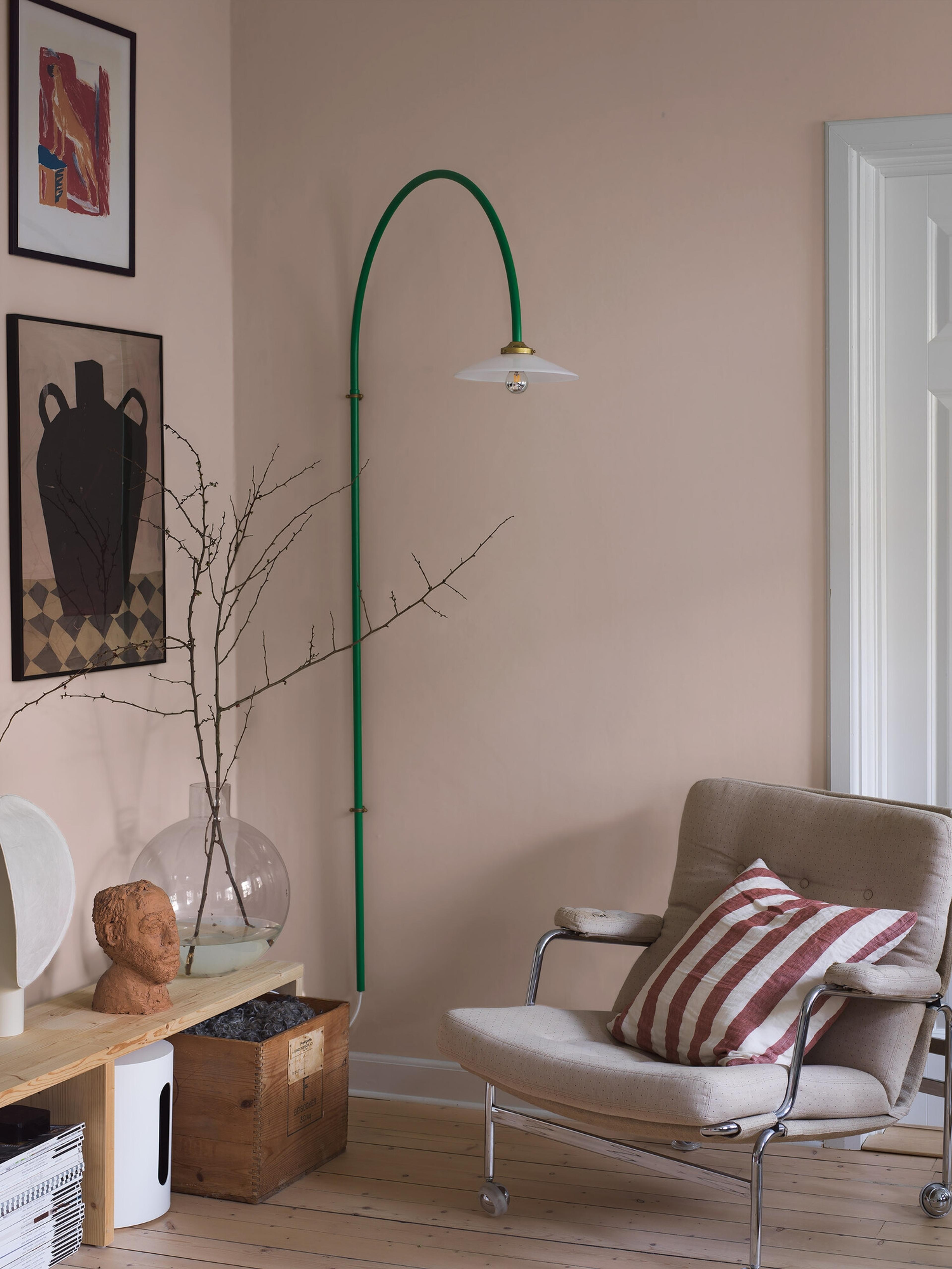 Floral Rose tapet enfärgad i rosa. Från kollektionen Pigment. Nonwoven-material.