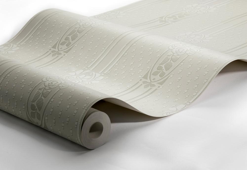 Ellen tapet från Boråstapeter med randigt, blommigt mönster i grön. Från kollektionen anno. Nonwoven-material med rak passning. Lyx, city-stil. Passar i sovrum och matsal.
