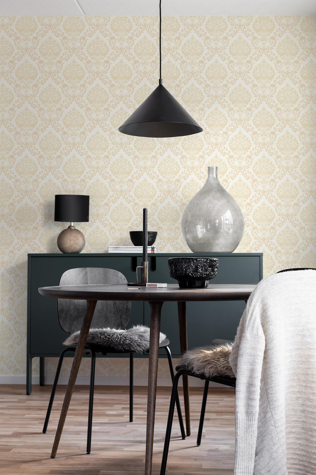 Borosan 21 8621 tapet med trellis mönster i gul. Från kollektionen Borosan 21. Papper-material med rak passning.