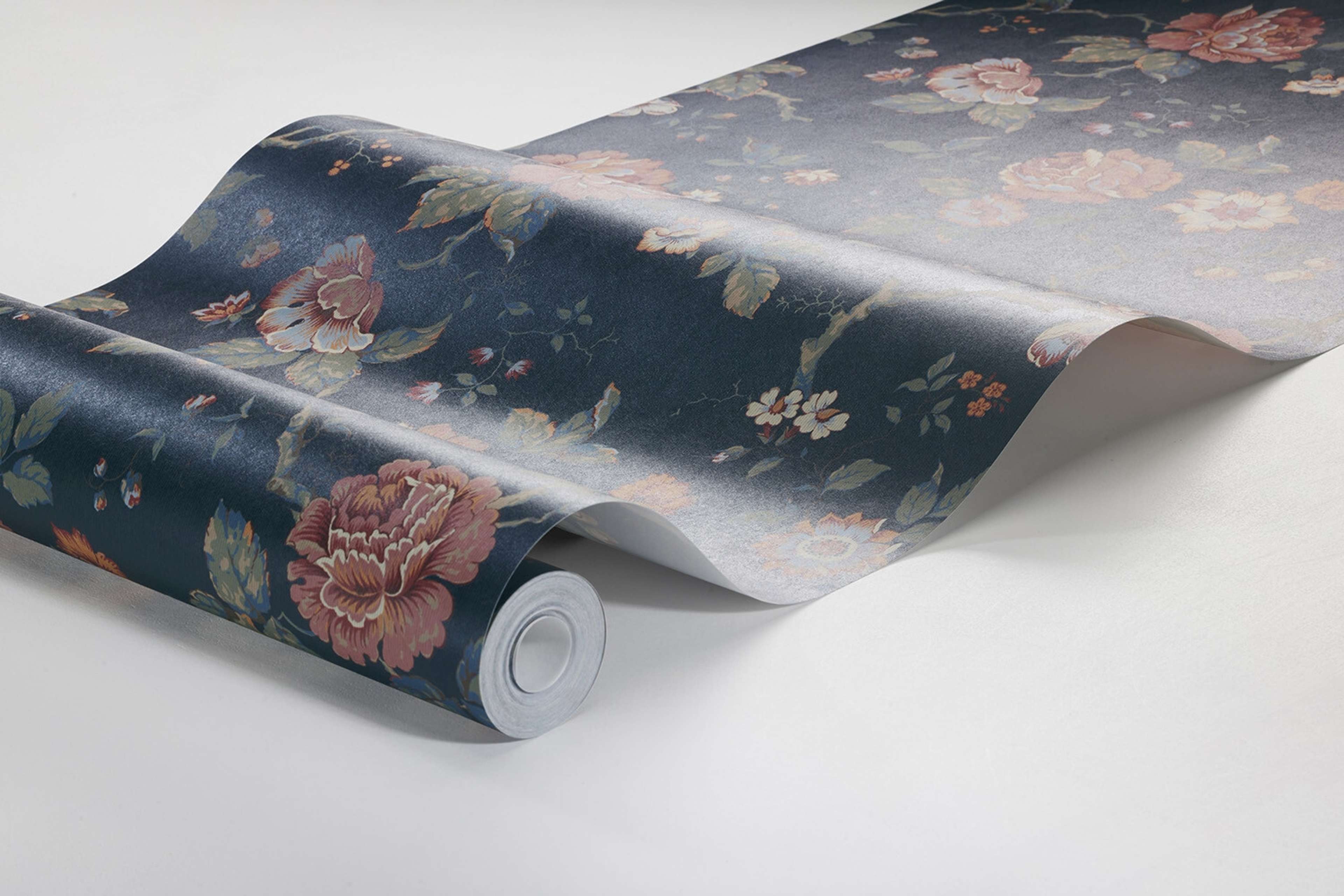 Rosenträd tapet med blommigt mönster i blå. Från kollektionen New Heritage. Nonwoven-material med förskjuten passning.​​​​‌﻿‍﻿​‍​‍‌‍﻿﻿‌﻿​‍‌‍‍‌‌‍‌﻿‌‍‍‌‌‍﻿‍​‍​‍​﻿‍‍​‍​‍‌﻿​﻿‌‍​‌‌‍﻿‍‌‍‍‌‌﻿‌​‌﻿‍‌​‍﻿‍‌‍‍‌‌‍﻿﻿​‍​‍​‍﻿​​‍​‍‌‍‍​‌﻿​‍‌‍‌‌‌‍‌‍​‍​‍​﻿‍‍​‍​‍‌‍‍​‌﻿‌​‌﻿‌​‌﻿​​‌﻿​﻿​﻿‍‍​‍﻿﻿​‍﻿﻿‌﻿‌﻿‌﻿‌﻿‌﻿‌﻿​‍﻿‍‌‍​﻿‌‍﻿﻿‌‍﻿​‌‍﻿﻿‌﻿​‍‌‍​‌‌‍﻿‌‌‍​‌​‍﻿‍‌﻿​﻿‌‍‌‌​‍﻿﻿‌﻿​﻿‌﻿‌​‌﻿‌‌‌‍‌​‌‍‍‌‌‍﻿﻿​‍﻿﻿‌‍‍‌‌‍﻿‍‌﻿‌​‌‍‌‌‌‍﻿‍‌﻿‌​​‍﻿﻿‌‍‌‌‌‍‌​‌‍‍‌‌﻿‌​​‍﻿﻿‌‍﻿‌‌‍﻿﻿‌‍‌​‌‍‌‌​﻿﻿‌‌﻿​​‌﻿​‍‌‍‌‌‌﻿​﻿‌‍‌‌‌‍﻿‍‌﻿‌​‌‍​‌‌﻿‌​‌‍‍‌‌‍﻿﻿‌‍﻿‍​﻿‍﻿‌‍‍‌‌‍‌​​﻿﻿‌‌‍‍‌‌‍﻿‌‌‍​‌‌‍‌﻿‌‍‌‌​‍﻿‌​﻿​﻿​﻿​‍‌‍​‍​﻿​‌​﻿‌‍‌‍‌‌​﻿‍​‌‍​﻿​﻿​​​﻿‍​​﻿​‌​﻿‍‌​﻿‍​​﻿‌​​﻿‍​‌‍​‍​﻿‌‍​﻿‌‌‌‍​‌​﻿‍​‌‍‌‌‌‍‌​‌‍​‌‌‍‌‌​﻿‍‌​﻿​﻿​﻿‍​​﻿​﻿‌‍‌‌​﻿‌﻿‌‍‌‌​﻿​‍​﻿​‍​﻿‌‍​﻿‌‌​﻿‌‌‌‍​‌‌‍​‌​﻿​‍​﻿‌​​‍﻿‌​﻿​‌​﻿‌‌​﻿​​​﻿​​‌﻿‍​​﻿​‌​﻿​​​﻿​​​﻿​​​‍﻿‌‌‍‍‍‌﻿​​‌‍‌﻿​﻿‍﻿‌﻿‌​‌﻿‍‌‌﻿​​‌‍‌‌​﻿﻿‌‌﻿​﻿‌‍​‌‌‍﻿‍‌‍‍‌‌﻿‌​‌﻿‍‌​‍﻿‍‌‍‍‌‌‍﻿‌‌‍​‌‌‍‌﻿‌‍‌‌‌​​‌‌﻿​﻿‌﻿​﻿‌‍‌‌‌﻿‌​​﻿‍﻿‌﻿​​‌‍​‌‌﻿‌​‌‍‍​​﻿﻿‌‌‍​‌‌‍﻿​‌﻿‌​‌‌‌​‌‍‌‌‌﻿‍​‌﻿‌​​﻿﻿﻿‌‍​‍‌‍​‌‌﻿​﻿‌‍‌‌‌‌‌‌‌﻿​‍‌‍﻿​​﻿﻿‌‌‍‍​‌﻿‌​‌﻿‌​‌﻿​​‌﻿​﻿​‍‌‌​﻿​﻿‌​​‌​‍‌‌​﻿​‍‌​‌‍​‍‌‌​﻿​‍‌​‌‍‌﻿‌﻿‌﻿‌﻿‌﻿‌﻿​‍﻿‍‌‍​﻿‌‍﻿﻿‌‍﻿​‌‍﻿﻿‌﻿​‍‌‍​‌‌‍﻿‌‌‍​‌​‍﻿‍‌﻿​﻿‌‍‌‌​‍‌‌​﻿​‍‌​‌‍‌﻿​﻿‌﻿‌​‌﻿‌‌‌‍‌​‌‍‍‌‌‍﻿﻿​‍‌‍‌‍‍‌‌‍‌​​﻿﻿‌‌‍‍‌‌‍﻿‌‌‍​‌‌‍‌﻿‌‍‌‌​‍﻿‌​﻿​﻿​﻿​‍‌‍​‍​﻿​‌​﻿‌‍‌‍‌‌​﻿‍​‌‍​﻿​﻿​​​﻿‍​​﻿​‌​﻿‍‌​﻿‍​​﻿‌​​﻿‍​‌‍​‍​﻿‌‍​﻿‌‌‌‍​‌​﻿‍​‌‍‌‌‌‍‌​‌‍​‌‌‍‌‌​﻿‍‌​﻿​﻿​﻿‍​​﻿​﻿‌‍‌‌​﻿‌﻿‌‍‌‌​﻿​‍​﻿​‍​﻿‌‍​﻿‌‌​﻿‌‌‌‍​‌‌‍​‌​﻿​‍​﻿‌​​‍﻿‌​﻿​‌​﻿‌‌​﻿​​​﻿​​‌﻿‍​​﻿​‌​﻿​​​﻿​​​﻿​​​‍﻿‌‌‍‍‍‌﻿​​‌‍‌﻿​‍‌‍‌﻿‌​‌﻿‍‌‌﻿​​‌‍‌‌​﻿﻿‌‌﻿​﻿‌‍​‌‌‍﻿‍‌‍‍‌‌﻿‌​‌﻿‍‌​‍﻿‍‌‍‍‌‌‍﻿‌‌‍​‌‌‍‌﻿‌‍‌‌‌​​‌‌﻿​﻿‌﻿​﻿‌‍‌‌‌﻿‌​​‍‌‍‌﻿​​‌‍​‌‌﻿‌​‌‍‍​​﻿﻿‌‌‍​‌‌‍﻿​‌﻿‌​‌‌‌​‌‍‌‌‌﻿‍​‌﻿‌​​‍‌‍‌﻿​​‌‍‌‌‌﻿​‍‌﻿​﻿‌﻿​​‌‍‌‌‌‍​﻿‌﻿‌​‌‍‍‌‌﻿‌‍‌‍‌‌​﻿﻿‌‌﻿​​‌﻿‌‌‌‍​‍‌‍﻿​‌‍‍‌‌﻿​﻿‌‍‍​‌‍‌‌‌‍‌​​‍​‍‌﻿﻿‌