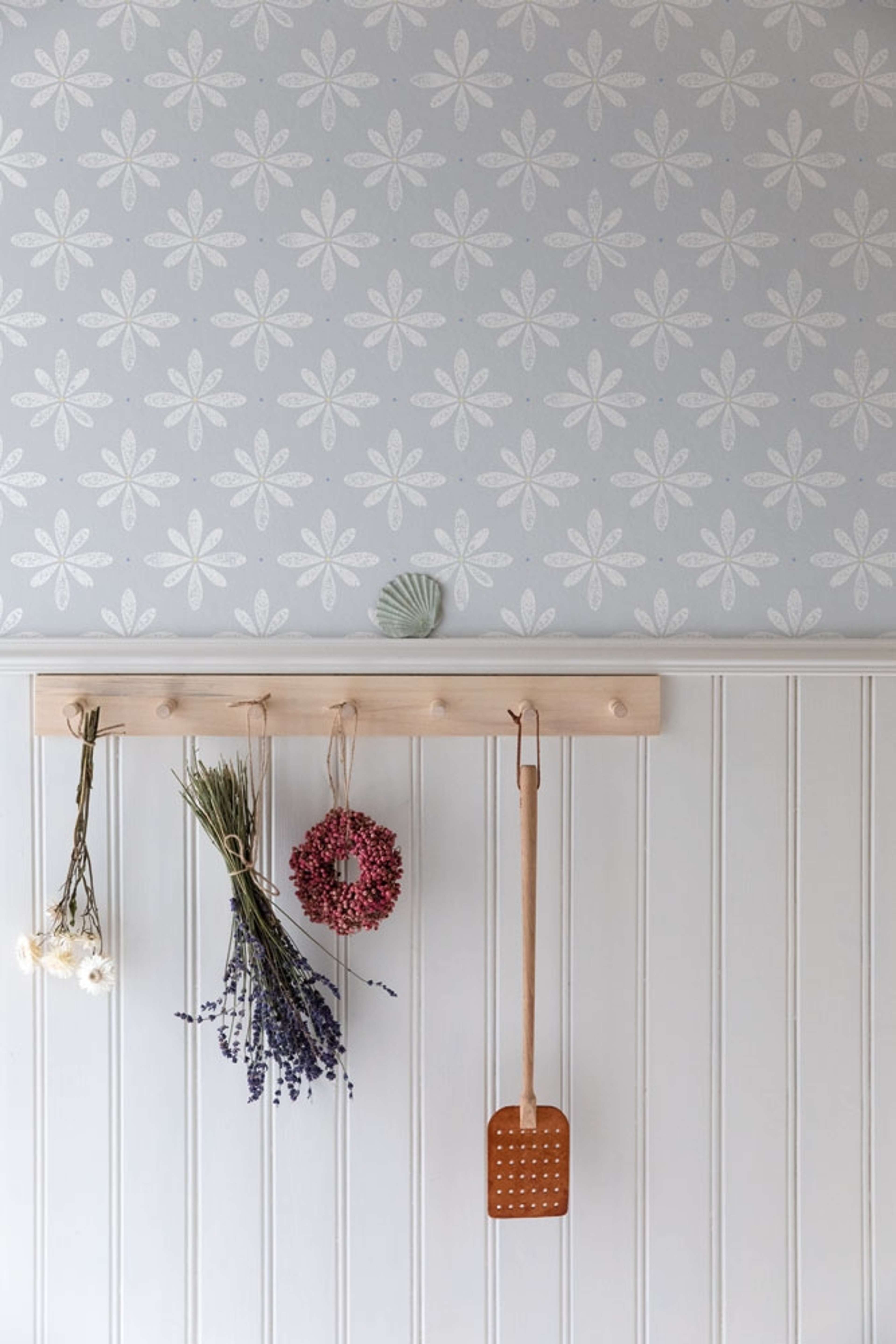 Flora tapet från Midbec med blommigt mönster i blå. Från kollektionen Havsblick. Nonwoven-material med rak passning.​​​​‌﻿‍﻿​‍​‍‌‍﻿﻿‌﻿​‍‌‍‍‌‌‍‌﻿‌‍‍‌‌‍﻿‍​‍​‍​﻿‍‍​‍​‍‌﻿​﻿‌‍​‌‌‍﻿‍‌‍‍‌‌﻿‌​‌﻿‍‌​‍﻿‍‌‍‍‌‌‍﻿﻿​‍​‍​‍﻿​​‍​‍‌‍‍​‌﻿​‍‌‍‌‌‌‍‌‍​‍​‍​﻿‍‍​‍​‍‌‍‍​‌﻿‌​‌﻿‌​‌﻿​​‌﻿​﻿​﻿‍‍​‍﻿﻿​‍﻿﻿‌﻿‌﻿‌﻿‌﻿‌﻿‌﻿​‍﻿‍‌‍​﻿‌‍﻿﻿‌‍﻿​‌‍﻿﻿‌﻿​‍‌‍​‌‌‍﻿‌‌‍​‌​‍﻿‍‌﻿​﻿‌‍‌‌​‍﻿﻿‌﻿​﻿‌﻿‌​‌﻿‌‌‌‍‌​‌‍‍‌‌‍﻿﻿​‍﻿﻿‌‍‍‌‌‍﻿‍‌﻿‌​‌‍‌‌‌‍﻿‍‌﻿‌​​‍﻿﻿‌‍‌‌‌‍‌​‌‍‍‌‌﻿‌​​‍﻿﻿‌‍﻿‌‌‍﻿﻿‌‍‌​‌‍‌‌​﻿﻿‌‌﻿​​‌﻿​‍‌‍‌‌‌﻿​﻿‌‍‌‌‌‍﻿‍‌﻿‌​‌‍​‌‌﻿‌​‌‍‍‌‌‍﻿﻿‌‍﻿‍​﻿‍﻿‌‍‍‌‌‍‌​​﻿﻿‌‌‍‍‌‌‍﻿‌‌‍​‌‌‍‌﻿‌‍‌‌​‍﻿‌​﻿​﻿​﻿​﻿​﻿​‌​﻿​‍‌‍‌‌​﻿‍‌​﻿‌‍‌‍‌‍​﻿‍​​﻿‌﻿‌‍‌‍‌‍​‌‌‍‌‌​﻿​﻿‌‍​‍​﻿​‍​﻿‌﻿​﻿​‌​﻿​‌‌‍‌​​﻿‍‌​﻿​​​﻿‍​​﻿‍​​﻿‍‌‌‍​‍​﻿‌‌‌‍​﻿​﻿‍​‌‍​‌​﻿​‌​﻿‍‌‌‍​‍‌‍‌‌​﻿‍​‌‍​‍​﻿​‌‌‍​‍​﻿‍​​﻿‌‌​‍﻿‌​﻿‌‍​﻿‌‍​﻿‌﻿‌﻿‍​​﻿​‌​﻿​​​﻿​​​﻿​​​‍﻿‌‌‍‍‍‌﻿​​‌‍‌﻿​﻿‍﻿‌﻿‌​‌﻿‍‌‌﻿​​‌‍‌‌​﻿﻿‌‌﻿​﻿‌‍​‌‌‍﻿‍‌‍‍‌‌﻿‌​‌﻿‍‌​‍﻿‍‌‍‍‌‌‍﻿‌‌‍​‌‌‍‌﻿‌‍‌‌‌​​‌‌﻿​﻿‌﻿​﻿‌‍‌‌‌﻿‌​​﻿‍﻿‌﻿​​‌‍​‌‌﻿‌​‌‍‍​​﻿﻿‌‌‍​‌‌‍﻿​‌﻿‌​‌‌‌​‌‍‌‌‌﻿‍​‌﻿‌​​﻿﻿﻿‌‍​‍‌‍​‌‌﻿​﻿‌‍‌‌‌‌‌‌‌﻿​‍‌‍﻿​​﻿﻿‌‌‍‍​‌﻿‌​‌﻿‌​‌﻿​​‌﻿​﻿​‍‌‌​﻿​﻿‌​​‌​‍‌‌​﻿​‍‌​‌‍​‍‌‌​﻿​‍‌​‌‍‌﻿‌﻿‌﻿‌﻿‌﻿‌﻿​‍﻿‍‌‍​﻿‌‍﻿﻿‌‍﻿​‌‍﻿﻿‌﻿​‍‌‍​‌‌‍﻿‌‌‍​‌​‍﻿‍‌﻿​﻿‌‍‌‌​‍‌‌​﻿​‍‌​‌‍‌﻿​﻿‌﻿‌​‌﻿‌‌‌‍‌​‌‍‍‌‌‍﻿﻿​‍‌‍‌‍‍‌‌‍‌​​﻿﻿‌‌‍‍‌‌‍﻿‌‌‍​‌‌‍‌﻿‌‍‌‌​‍﻿‌​﻿​﻿​﻿​﻿​﻿​‌​﻿​‍‌‍‌‌​﻿‍‌​﻿‌‍‌‍‌‍​﻿‍​​﻿‌﻿‌‍‌‍‌‍​‌‌‍‌‌​﻿​﻿‌‍​‍​﻿​‍​﻿‌﻿​﻿​‌​﻿​‌‌‍‌​​﻿‍‌​﻿​​​﻿‍​​﻿‍​​﻿‍‌‌‍​‍​﻿‌‌‌‍​﻿​﻿‍​‌‍​‌​﻿​‌​﻿‍‌‌‍​‍‌‍‌‌​﻿‍​‌‍​‍​﻿​‌‌‍​‍​﻿‍​​﻿‌‌​‍﻿‌​﻿‌‍​﻿‌‍​﻿‌﻿‌﻿‍​​﻿​‌​﻿​​​﻿​​​﻿​​​‍﻿‌‌‍‍‍‌﻿​​‌‍‌﻿​‍‌‍‌﻿‌​‌﻿‍‌‌﻿​​‌‍‌‌​﻿﻿‌‌﻿​﻿‌‍​‌‌‍﻿‍‌‍‍‌‌﻿‌​‌﻿‍‌​‍﻿‍‌‍‍‌‌‍﻿‌‌‍​‌‌‍‌﻿‌‍‌‌‌​​‌‌﻿​﻿‌﻿​﻿‌‍‌‌‌﻿‌​​‍‌‍‌﻿​​‌‍​‌‌﻿‌​‌‍‍​​﻿﻿‌‌‍​‌‌‍﻿​‌﻿‌​‌‌‌​‌‍‌‌‌﻿‍​‌﻿‌​​‍‌‍‌﻿​​‌‍‌‌‌﻿​‍‌﻿​﻿‌﻿​​‌‍‌‌‌‍​﻿‌﻿‌​‌‍‍‌‌﻿‌‍‌‍‌‌​﻿﻿‌‌﻿​​‌﻿‌‌‌‍​‍‌‍﻿​‌‍‍‌‌﻿​﻿‌‍‍​‌‍‌‌‌‍‌​​‍​‍‌﻿﻿‌