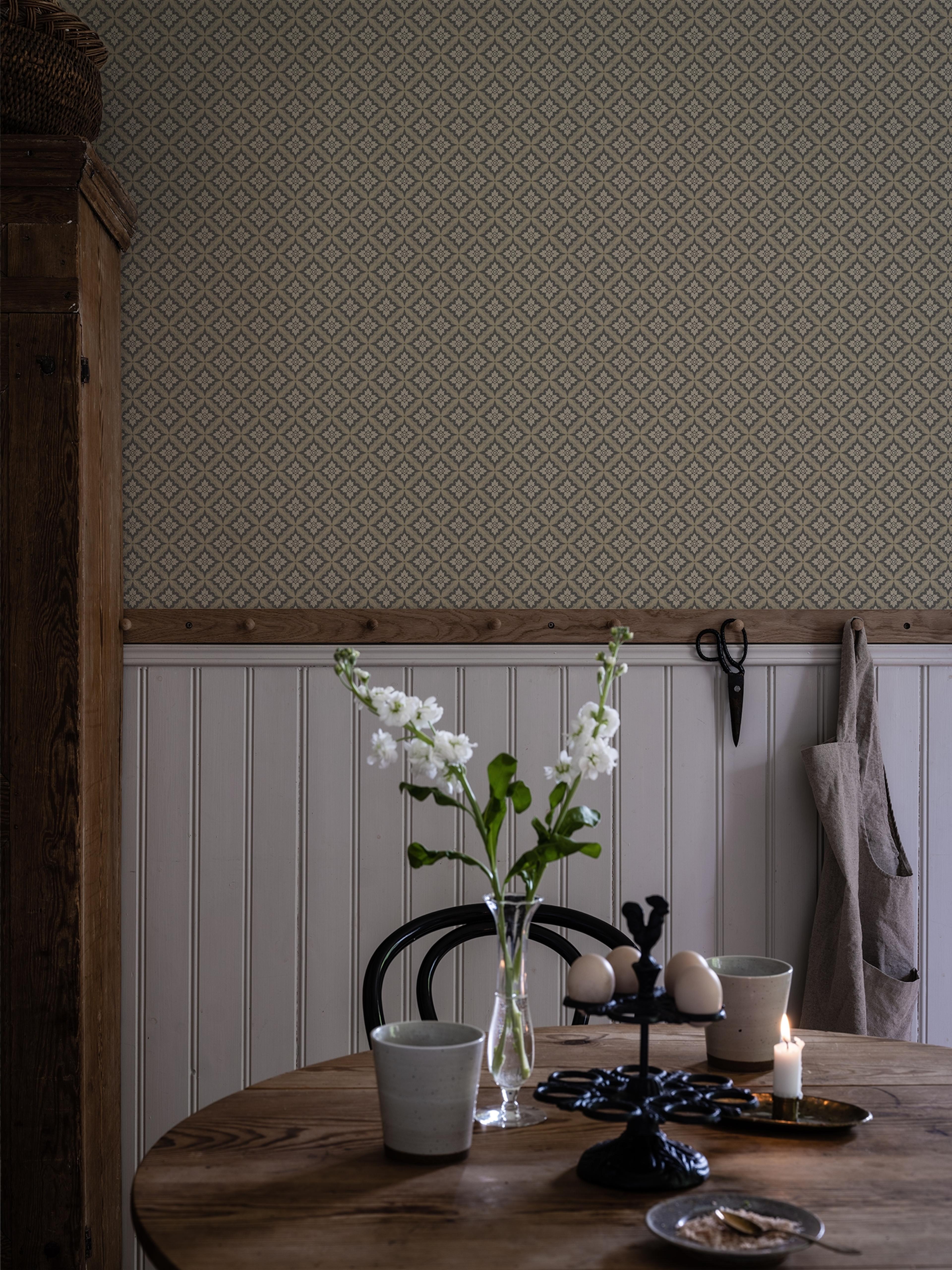 Ingrid Svart tapet med geometriskt mönster i beige. Från kollektionen Gammalsvenska klassiker 1850–1950. Nonwoven-material med rak passning. Passar i vardagsrum och matsal.​​​​‌﻿‍﻿​‍​‍‌‍﻿﻿‌﻿​‍‌‍‍‌‌‍‌﻿‌‍‍‌‌‍﻿‍​‍​‍​﻿‍‍​‍​‍‌﻿​﻿‌‍​‌‌‍﻿‍‌‍‍‌‌﻿‌​‌﻿‍‌​‍﻿‍‌‍‍‌‌‍﻿﻿​‍​‍​‍﻿​​‍​‍‌‍‍​‌﻿​‍‌‍‌‌‌‍‌‍​‍​‍​﻿‍‍​‍​‍‌‍‍​‌﻿‌​‌﻿‌​‌﻿​​‌﻿​﻿​﻿‍‍​‍﻿﻿​‍﻿﻿‌﻿‌﻿‌﻿‌﻿‌﻿‌﻿​‍﻿‍‌‍​﻿‌‍﻿﻿‌‍﻿​‌‍﻿﻿‌﻿​‍‌‍​‌‌‍﻿‌‌‍​‌​‍﻿‍‌﻿​﻿‌‍‌‌​‍﻿﻿‌﻿​﻿‌﻿‌​‌﻿‌‌‌‍‌​‌‍‍‌‌‍﻿﻿​‍﻿﻿‌‍‍‌‌‍﻿‍‌﻿‌​‌‍‌‌‌‍﻿‍‌﻿‌​​‍﻿﻿‌‍‌‌‌‍‌​‌‍‍‌‌﻿‌​​‍﻿﻿‌‍﻿‌‌‍﻿﻿‌‍‌​‌‍‌‌​﻿﻿‌‌﻿​​‌﻿​‍‌‍‌‌‌﻿​﻿‌‍‌‌‌‍﻿‍‌﻿‌​‌‍​‌‌﻿‌​‌‍‍‌‌‍﻿﻿‌‍﻿‍​﻿‍﻿‌‍‍‌‌‍‌​​﻿﻿‌‌‍‍‌‌‍﻿‌‌‍​‌‌‍‌﻿‌‍‌‌​‍﻿‌​﻿​﻿​﻿‌​​﻿‌‌​﻿‌‌‌‍‌​​﻿‌​​﻿‌​​﻿‌​​﻿​‍​﻿‍‌​﻿‌​​﻿​​​﻿‍​​﻿​​​﻿‌​​﻿​​​﻿‍‌‌‍‌​‌‍​‍​﻿‌﻿​﻿‌‌‌‍‌‍​﻿​‍​﻿‌‍​﻿‍‌‌‍​‌‌‍‌​‌‍​‌‌‍‌​‌‍‌‌‌‍‌‌‌‍‌‍​﻿‌‍​﻿‍​​﻿​‍​﻿​﻿‌‍‌‍​﻿​‌​﻿​﻿‌‍​﻿​‍﻿‌​﻿​‌​﻿‌‌​﻿​​​﻿​​‌﻿‍​​﻿​‍​﻿​​​﻿​​​﻿​​​‍﻿‌‌‍‍‍‌﻿​​‌‍‌﻿​﻿‍﻿‌﻿‌​‌﻿‍‌‌﻿​​‌‍‌‌​﻿﻿‌‌﻿​﻿‌‍​‌‌‍﻿‍‌‍‍‌‌﻿‌​‌﻿‍‌​‍﻿‍‌‍‍‌‌‍﻿‌‌‍​‌‌‍‌﻿‌‍‌‌‌​​‌‌﻿​﻿‌﻿​﻿‌‍‌‌‌﻿‌​​﻿‍﻿‌﻿​​‌‍​‌‌﻿‌​‌‍‍​​﻿﻿‌‌‍​‌‌‍﻿​‌﻿‌​‌‌‌​‌‍‌‌‌﻿‍​‌﻿‌​​﻿﻿﻿‌‍​‍‌‍​‌‌﻿​﻿‌‍‌‌‌‌‌‌‌﻿​‍‌‍﻿​​﻿﻿‌‌‍‍​‌﻿‌​‌﻿‌​‌﻿​​‌﻿​﻿​‍‌‌​﻿​﻿‌​​‌​‍‌‌​﻿​‍‌​‌‍​‍‌‌​﻿​‍‌​‌‍‌﻿‌﻿‌﻿‌﻿‌﻿‌﻿​‍﻿‍‌‍​﻿‌‍﻿﻿‌‍﻿​‌‍﻿﻿‌﻿​‍‌‍​‌‌‍﻿‌‌‍​‌​‍﻿‍‌﻿​﻿‌‍‌‌​‍‌‌​﻿​‍‌​‌‍‌﻿​﻿‌﻿‌​‌﻿‌‌‌‍‌​‌‍‍‌‌‍﻿﻿​‍‌‍‌‍‍‌‌‍‌​​﻿﻿‌‌‍‍‌‌‍﻿‌‌‍​‌‌‍‌﻿‌‍‌‌​‍﻿‌​﻿​﻿​﻿‌​​﻿‌‌​﻿‌‌‌‍‌​​﻿‌​​﻿‌​​﻿‌​​﻿​‍​﻿‍‌​﻿‌​​﻿​​​﻿‍​​﻿​​​﻿‌​​﻿​​​﻿‍‌‌‍‌​‌‍​‍​﻿‌﻿​﻿‌‌‌‍‌‍​﻿​‍​﻿‌‍​﻿‍‌‌‍​‌‌‍‌​‌‍​‌‌‍‌​‌‍‌‌‌‍‌‌‌‍‌‍​﻿‌‍​﻿‍​​﻿​‍​﻿​﻿‌‍‌‍​﻿​‌​﻿​﻿‌‍​﻿​‍﻿‌​﻿​‌​﻿‌‌​﻿​​​﻿​​‌﻿‍​​﻿​‍​﻿​​​﻿​​​﻿​​​‍﻿‌‌‍‍‍‌﻿​​‌‍‌﻿​‍‌‍‌﻿‌​‌﻿‍‌‌﻿​​‌‍‌‌​﻿﻿‌‌﻿​﻿‌‍​‌‌‍﻿‍‌‍‍‌‌﻿‌​‌﻿‍‌​‍﻿‍‌‍‍‌‌‍﻿‌‌‍​‌‌‍‌﻿‌‍‌‌‌​​‌‌﻿​﻿‌﻿​﻿‌‍‌‌‌﻿‌​​‍‌‍‌﻿​​‌‍​‌‌﻿‌​‌‍‍​​﻿﻿‌‌‍​‌‌‍﻿​‌﻿‌​‌‌‌​‌‍‌‌‌﻿‍​‌﻿‌​​‍‌‍‌﻿​​‌‍‌‌‌﻿​‍‌﻿​﻿‌﻿​​‌‍‌‌‌‍​﻿‌﻿‌​‌‍‍‌‌﻿‌‍‌‍‌‌​﻿﻿‌‌﻿​​‌﻿‌‌‌‍​‍‌‍﻿​‌‍‍‌‌﻿​﻿‌‍‍​‌‍‌‌‌‍‌​​‍​‍‌﻿﻿‌