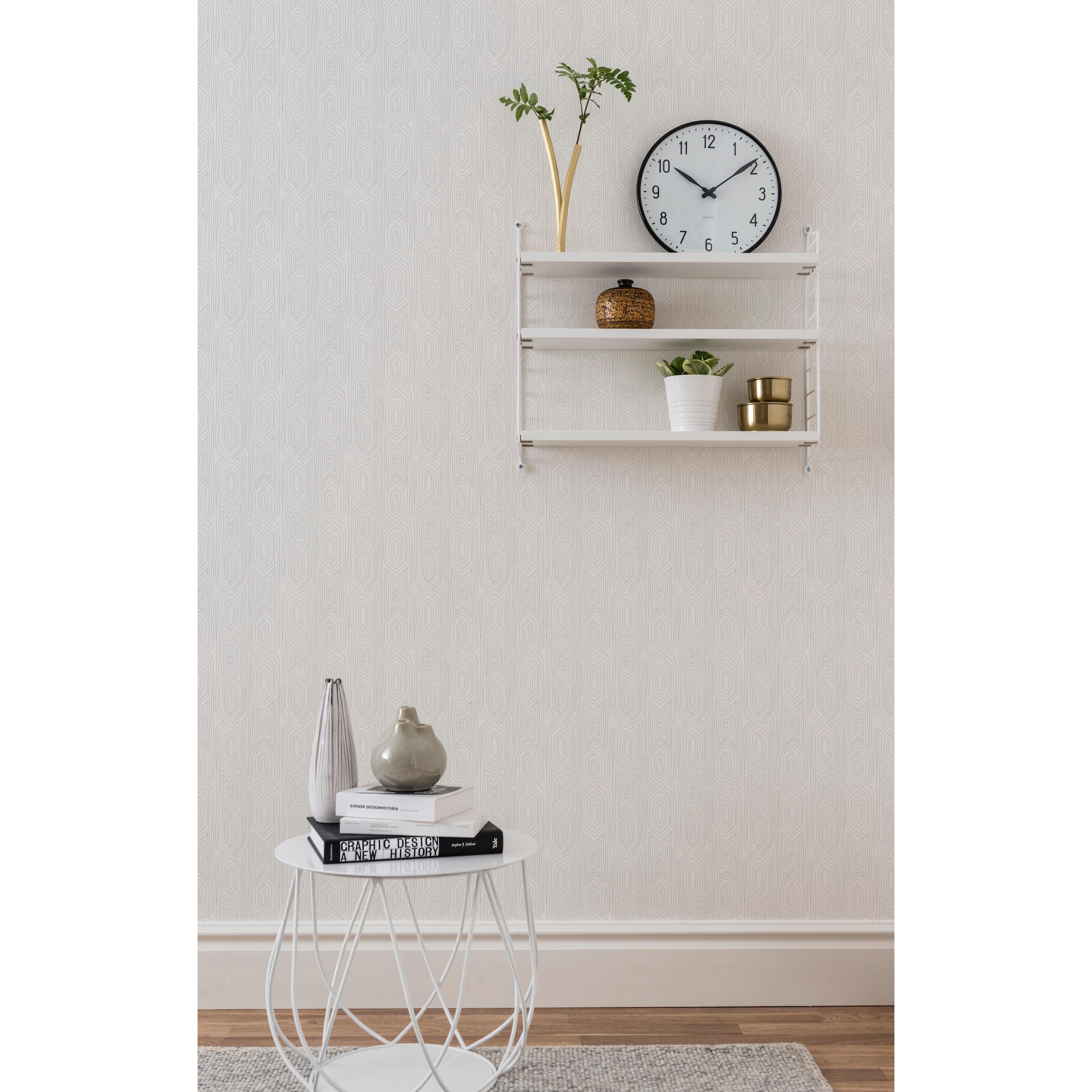 Linjelek, silver Duro 1900 tapet från duro med geometriskt mönster i silver. Från kollektionen Duro 1900. Nonwoven-material med rak passning.