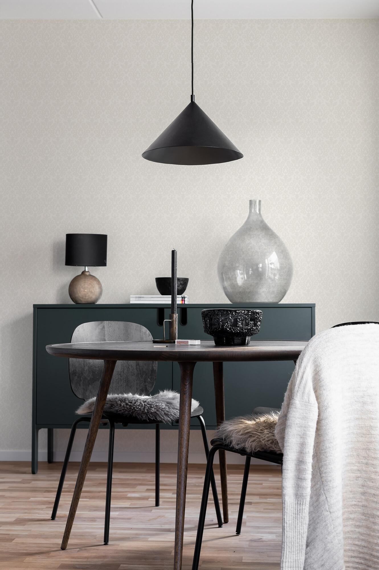 Borosan 21 8605 tapet med medaljonger mönster i vit. Från kollektionen Borosan 21. Papper-material med rak passning.