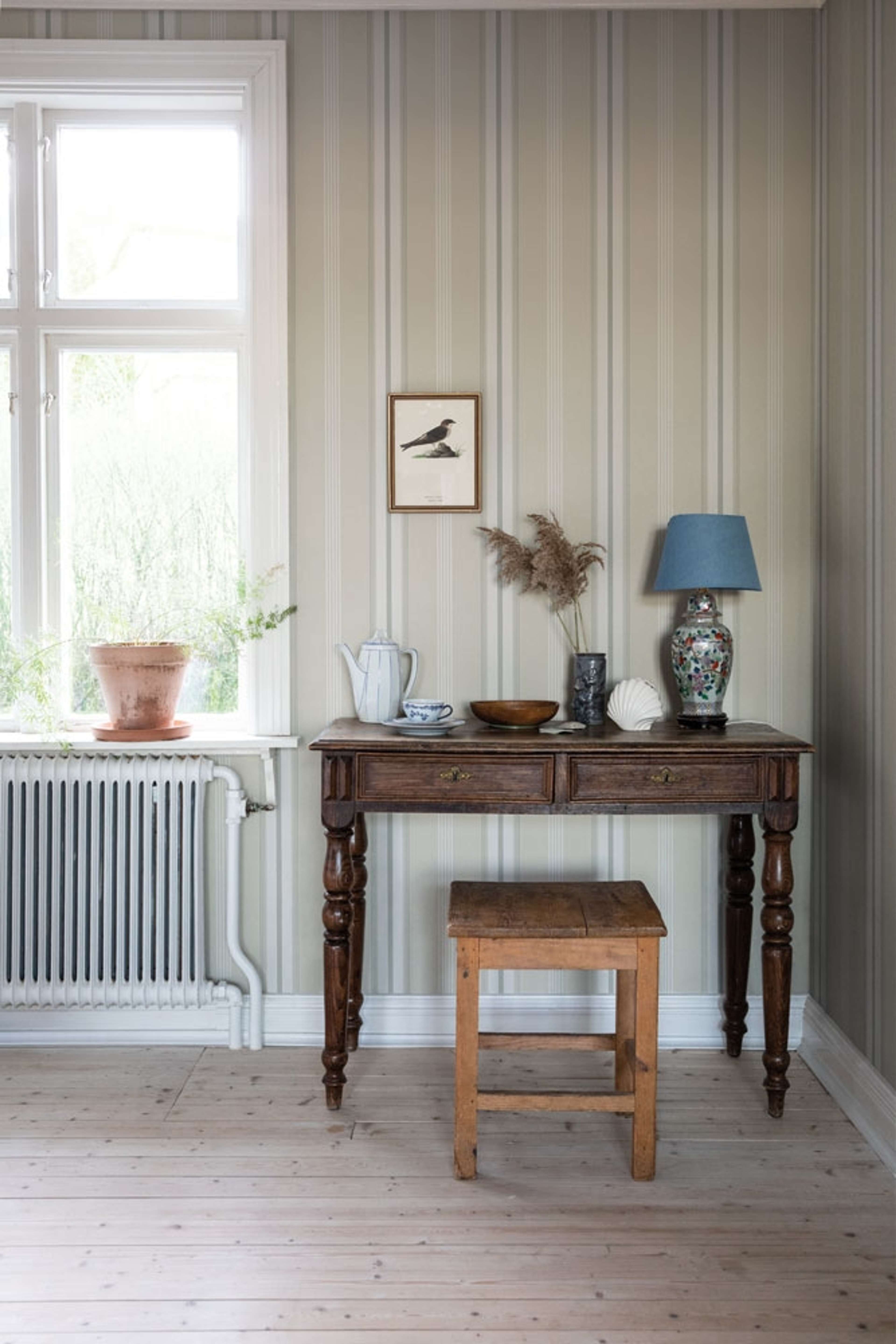 Fridolf tapet från Midbec med randigt mönster i grön och beige. Från kollektionen Havsblick. Nonwoven-material.​​​​‌﻿‍﻿​‍​‍‌‍﻿﻿‌﻿​‍‌‍‍‌‌‍‌﻿‌‍‍‌‌‍﻿‍​‍​‍​﻿‍‍​‍​‍‌﻿​﻿‌‍​‌‌‍﻿‍‌‍‍‌‌﻿‌​‌﻿‍‌​‍﻿‍‌‍‍‌‌‍﻿﻿​‍​‍​‍﻿​​‍​‍‌‍‍​‌﻿​‍‌‍‌‌‌‍‌‍​‍​‍​﻿‍‍​‍​‍‌‍‍​‌﻿‌​‌﻿‌​‌﻿​​‌﻿​﻿​﻿‍‍​‍﻿﻿​‍﻿﻿‌﻿‌﻿‌﻿‌﻿‌﻿‌﻿​‍﻿‍‌‍​﻿‌‍﻿﻿‌‍﻿​‌‍﻿﻿‌﻿​‍‌‍​‌‌‍﻿‌‌‍​‌​‍﻿‍‌﻿​﻿‌‍‌‌​‍﻿﻿‌﻿​﻿‌﻿‌​‌﻿‌‌‌‍‌​‌‍‍‌‌‍﻿﻿​‍﻿﻿‌‍‍‌‌‍﻿‍‌﻿‌​‌‍‌‌‌‍﻿‍‌﻿‌​​‍﻿﻿‌‍‌‌‌‍‌​‌‍‍‌‌﻿‌​​‍﻿﻿‌‍﻿‌‌‍﻿﻿‌‍‌​‌‍‌‌​﻿﻿‌‌﻿​​‌﻿​‍‌‍‌‌‌﻿​﻿‌‍‌‌‌‍﻿‍‌﻿‌​‌‍​‌‌﻿‌​‌‍‍‌‌‍﻿﻿‌‍﻿‍​﻿‍﻿‌‍‍‌‌‍‌​​﻿﻿‌‌‍‍‌‌‍﻿‌‌‍​‌‌‍‌﻿‌‍‌‌​‍﻿‌​﻿‌​​﻿​‌‌‍‌​​﻿​​​﻿​​‌‍​﻿​﻿​‍‌‍‌‌​﻿‌﻿‌‍‌​​﻿‍‌​﻿‍‌‌‍​﻿‌‍​‍​﻿​‍​﻿‍​​﻿‍​‌‍​‍​﻿‍‌‌‍​‍‌‍​‌‌‍​‍‌‍‌‍​﻿‌﻿​﻿‌‌‌‍​‌​﻿‍​​﻿‌‍‌‍​‌​﻿​​​﻿‌‍​﻿​‍​﻿‍‌‌‍‌​​﻿​‍​﻿‌﻿​﻿‌‌​﻿‌‍​﻿‍​​﻿‍​​‍﻿‌​﻿‌‍​﻿‌‍​﻿‌﻿‌﻿‍​​﻿​‌​﻿​​​﻿​​​﻿​​​‍﻿‌‌‍‍‍‌﻿​​‌‍‌﻿​﻿‍﻿‌﻿‌​‌﻿‍‌‌﻿​​‌‍‌‌​﻿﻿‌‌﻿​﻿‌‍​‌‌‍﻿‍‌‍‍‌‌﻿‌​‌﻿‍‌​‍﻿‍‌‍‍‌‌‍﻿‌‌‍​‌‌‍‌﻿‌‍‌‌‌​​‌‌﻿​﻿‌﻿​﻿‌‍‌‌‌﻿‌​​﻿‍﻿‌﻿​​‌‍​‌‌﻿‌​‌‍‍​​﻿﻿‌‌‍​‌‌‍﻿​‌﻿‌​‌‌‌​‌‍‌‌‌﻿‍​‌﻿‌​​﻿﻿﻿‌‍​‍‌‍​‌‌﻿​﻿‌‍‌‌‌‌‌‌‌﻿​‍‌‍﻿​​﻿﻿‌‌‍‍​‌﻿‌​‌﻿‌​‌﻿​​‌﻿​﻿​‍‌‌​﻿​﻿‌​​‌​‍‌‌​﻿​‍‌​‌‍​‍‌‌​﻿​‍‌​‌‍‌﻿‌﻿‌﻿‌﻿‌﻿‌﻿​‍﻿‍‌‍​﻿‌‍﻿﻿‌‍﻿​‌‍﻿﻿‌﻿​‍‌‍​‌‌‍﻿‌‌‍​‌​‍﻿‍‌﻿​﻿‌‍‌‌​‍‌‌​﻿​‍‌​‌‍‌﻿​﻿‌﻿‌​‌﻿‌‌‌‍‌​‌‍‍‌‌‍﻿﻿​‍‌‍‌‍‍‌‌‍‌​​﻿﻿‌‌‍‍‌‌‍﻿‌‌‍​‌‌‍‌﻿‌‍‌‌​‍﻿‌​﻿‌​​﻿​‌‌‍‌​​﻿​​​﻿​​‌‍​﻿​﻿​‍‌‍‌‌​﻿‌﻿‌‍‌​​﻿‍‌​﻿‍‌‌‍​﻿‌‍​‍​﻿​‍​﻿‍​​﻿‍​‌‍​‍​﻿‍‌‌‍​‍‌‍​‌‌‍​‍‌‍‌‍​﻿‌﻿​﻿‌‌‌‍​‌​﻿‍​​﻿‌‍‌‍​‌​﻿​​​﻿‌‍​﻿​‍​﻿‍‌‌‍‌​​﻿​‍​﻿‌﻿​﻿‌‌​﻿‌‍​﻿‍​​﻿‍​​‍﻿‌​﻿‌‍​﻿‌‍​﻿‌﻿‌﻿‍​​﻿​‌​﻿​​​﻿​​​﻿​​​‍﻿‌‌‍‍‍‌﻿​​‌‍‌﻿​‍‌‍‌﻿‌​‌﻿‍‌‌﻿​​‌‍‌‌​﻿﻿‌‌﻿​﻿‌‍​‌‌‍﻿‍‌‍‍‌‌﻿‌​‌﻿‍‌​‍﻿‍‌‍‍‌‌‍﻿‌‌‍​‌‌‍‌﻿‌‍‌‌‌​​‌‌﻿​﻿‌﻿​﻿‌‍‌‌‌﻿‌​​‍‌‍‌﻿​​‌‍​‌‌﻿‌​‌‍‍​​﻿﻿‌‌‍​‌‌‍﻿​‌﻿‌​‌‌‌​‌‍‌‌‌﻿‍​‌﻿‌​​‍‌‍‌﻿​​‌‍‌‌‌﻿​‍‌﻿​﻿‌﻿​​‌‍‌‌‌‍​﻿‌﻿‌​‌‍‍‌‌﻿‌‍‌‍‌‌​﻿﻿‌‌﻿​​‌﻿‌‌‌‍​‍‌‍﻿​‌‍‍‌‌﻿​﻿‌‍‍​‌‍‌‌‌‍‌​​‍​‍‌﻿﻿‌