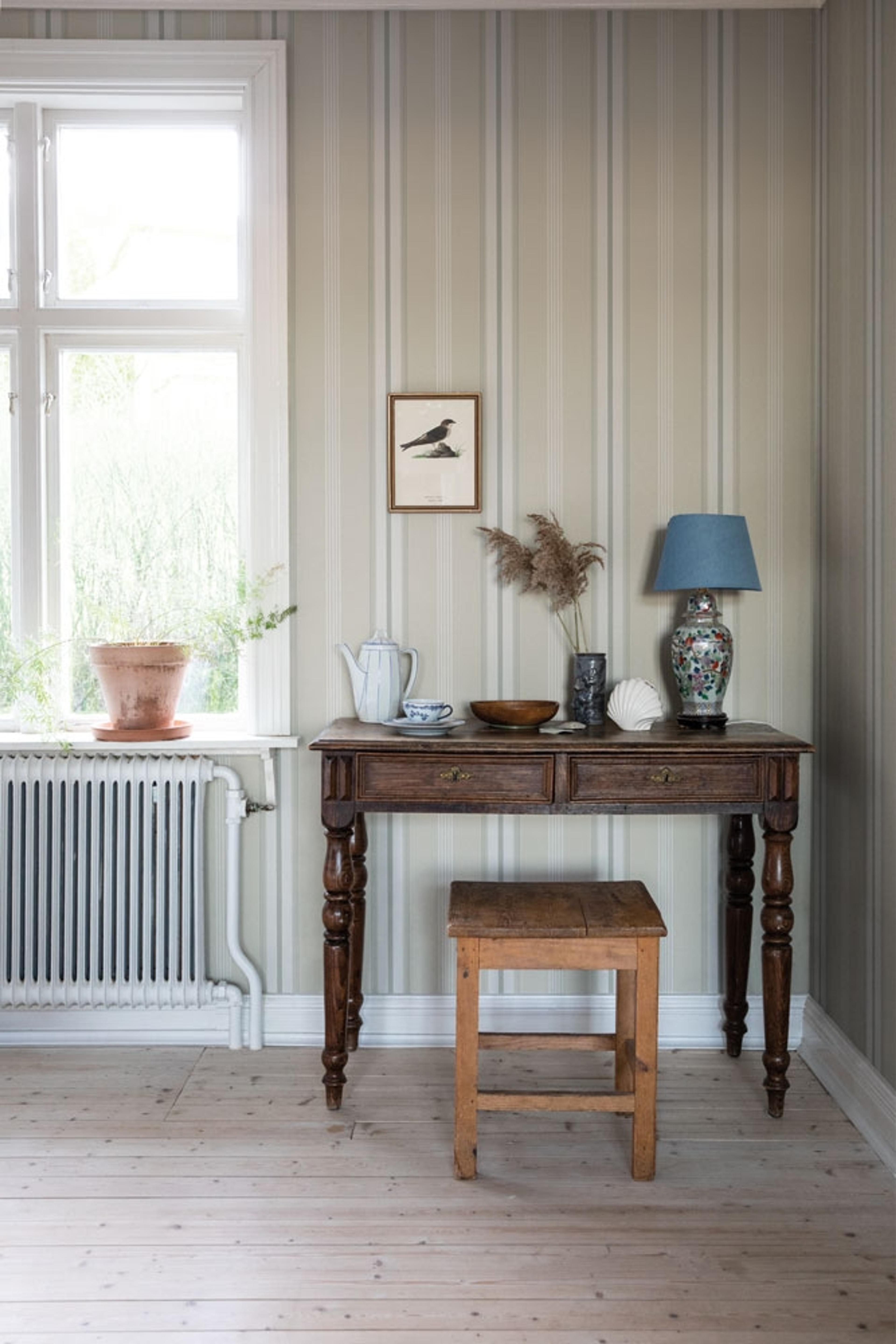 Fridolf tapet från Midbec med randigt mönster i grön och beige. Från kollektionen Havsblick. Nonwoven-material.​​​​‌﻿‍﻿​‍​‍‌‍﻿﻿‌﻿​‍‌‍‍‌‌‍‌﻿‌‍‍‌‌‍﻿‍​‍​‍​﻿‍‍​‍​‍‌﻿​﻿‌‍​‌‌‍﻿‍‌‍‍‌‌﻿‌​‌﻿‍‌​‍﻿‍‌‍‍‌‌‍﻿﻿​‍​‍​‍﻿​​‍​‍‌‍‍​‌﻿​‍‌‍‌‌‌‍‌‍​‍​‍​﻿‍‍​‍​‍‌‍‍​‌﻿‌​‌﻿‌​‌﻿​​‌﻿​﻿​﻿‍‍​‍﻿﻿​‍﻿﻿‌﻿‌﻿‌﻿‌﻿‌﻿‌﻿​‍﻿‍‌‍​﻿‌‍﻿﻿‌‍﻿​‌‍﻿﻿‌﻿​‍‌‍​‌‌‍﻿‌‌‍​‌​‍﻿‍‌﻿​﻿‌‍‌‌​‍﻿﻿‌﻿​﻿‌﻿‌​‌﻿‌‌‌‍‌​‌‍‍‌‌‍﻿﻿​‍﻿﻿‌‍‍‌‌‍﻿‍‌﻿‌​‌‍‌‌‌‍﻿‍‌﻿‌​​‍﻿﻿‌‍‌‌‌‍‌​‌‍‍‌‌﻿‌​​‍﻿﻿‌‍﻿‌‌‍﻿﻿‌‍‌​‌‍‌‌​﻿﻿‌‌﻿​​‌﻿​‍‌‍‌‌‌﻿​﻿‌‍‌‌‌‍﻿‍‌﻿‌​‌‍​‌‌﻿‌​‌‍‍‌‌‍﻿﻿‌‍﻿‍​﻿‍﻿‌‍‍‌‌‍‌​​﻿﻿‌‌‍‍‌‌‍﻿‌‌‍​‌‌‍‌﻿‌‍‌‌​‍﻿‌​﻿‌​​﻿​‌‌‍‌​​﻿​​​﻿​​‌‍​﻿​﻿​‍‌‍‌‌​﻿‌﻿‌‍‌​​﻿‍‌​﻿‍‌‌‍​﻿‌‍​‍​﻿​‍​﻿‍​​﻿‍​‌‍​‍​﻿‍‌‌‍​‍‌‍​‌‌‍​‍‌‍‌‍​﻿‌﻿​﻿‌‌‌‍​‌​﻿‍​​﻿‌‍‌‍​‌​﻿​​​﻿‌‍​﻿​‍​﻿‍‌‌‍‌​​﻿​‍​﻿‌﻿​﻿‌‌​﻿‌‍​﻿‍​​﻿‍​​‍﻿‌​﻿‌‍​﻿‌‍​﻿‌﻿‌﻿‍​​﻿​‌​﻿​​​﻿​​​﻿​​​‍﻿‌‌‍‍‍‌﻿​​‌‍‌﻿​﻿‍﻿‌﻿‌​‌﻿‍‌‌﻿​​‌‍‌‌​﻿﻿‌‌﻿​﻿‌‍​‌‌‍﻿‍‌‍‍‌‌﻿‌​‌﻿‍‌​‍﻿‍‌‍‍‌‌‍﻿‌‌‍​‌‌‍‌﻿‌‍‌‌‌​​‌‌﻿​﻿‌﻿​﻿‌‍‌‌‌﻿‌​​﻿‍﻿‌﻿​​‌‍​‌‌﻿‌​‌‍‍​​﻿﻿‌‌‍​‌‌‍﻿​‌﻿‌​‌‌‌​‌‍‌‌‌﻿‍​‌﻿‌​​﻿﻿﻿‌‍​‍‌‍​‌‌﻿​﻿‌‍‌‌‌‌‌‌‌﻿​‍‌‍﻿​​﻿﻿‌‌‍‍​‌﻿‌​‌﻿‌​‌﻿​​‌﻿​﻿​‍‌‌​﻿​﻿‌​​‌​‍‌‌​﻿​‍‌​‌‍​‍‌‌​﻿​‍‌​‌‍‌﻿‌﻿‌﻿‌﻿‌﻿‌﻿​‍﻿‍‌‍​﻿‌‍﻿﻿‌‍﻿​‌‍﻿﻿‌﻿​‍‌‍​‌‌‍﻿‌‌‍​‌​‍﻿‍‌﻿​﻿‌‍‌‌​‍‌‌​﻿​‍‌​‌‍‌﻿​﻿‌﻿‌​‌﻿‌‌‌‍‌​‌‍‍‌‌‍﻿﻿​‍‌‍‌‍‍‌‌‍‌​​﻿﻿‌‌‍‍‌‌‍﻿‌‌‍​‌‌‍‌﻿‌‍‌‌​‍﻿‌​﻿‌​​﻿​‌‌‍‌​​﻿​​​﻿​​‌‍​﻿​﻿​‍‌‍‌‌​﻿‌﻿‌‍‌​​﻿‍‌​﻿‍‌‌‍​﻿‌‍​‍​﻿​‍​﻿‍​​﻿‍​‌‍​‍​﻿‍‌‌‍​‍‌‍​‌‌‍​‍‌‍‌‍​﻿‌﻿​﻿‌‌‌‍​‌​﻿‍​​﻿‌‍‌‍​‌​﻿​​​﻿‌‍​﻿​‍​﻿‍‌‌‍‌​​﻿​‍​﻿‌﻿​﻿‌‌​﻿‌‍​﻿‍​​﻿‍​​‍﻿‌​﻿‌‍​﻿‌‍​﻿‌﻿‌﻿‍​​﻿​‌​﻿​​​﻿​​​﻿​​​‍﻿‌‌‍‍‍‌﻿​​‌‍‌﻿​‍‌‍‌﻿‌​‌﻿‍‌‌﻿​​‌‍‌‌​﻿﻿‌‌﻿​﻿‌‍​‌‌‍﻿‍‌‍‍‌‌﻿‌​‌﻿‍‌​‍﻿‍‌‍‍‌‌‍﻿‌‌‍​‌‌‍‌﻿‌‍‌‌‌​​‌‌﻿​﻿‌﻿​﻿‌‍‌‌‌﻿‌​​‍‌‍‌﻿​​‌‍​‌‌﻿‌​‌‍‍​​﻿﻿‌‌‍​‌‌‍﻿​‌﻿‌​‌‌‌​‌‍‌‌‌﻿‍​‌﻿‌​​‍‌‍‌﻿​​‌‍‌‌‌﻿​‍‌﻿​﻿‌﻿​​‌‍‌‌‌‍​﻿‌﻿‌​‌‍‍‌‌﻿‌‍‌‍‌‌​﻿﻿‌‌﻿​​‌﻿‌‌‌‍​‍‌‍﻿​‌‍‍‌‌﻿​﻿‌‍‍​‌‍‌‌‌‍‌​​‍​‍‌﻿﻿‌