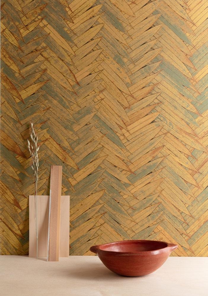 Essence topiara tapet med botaniskt mönster i gul. Från kollektionen lotus. Nonwoven-material med förskjuten passning. Lyx-stil.