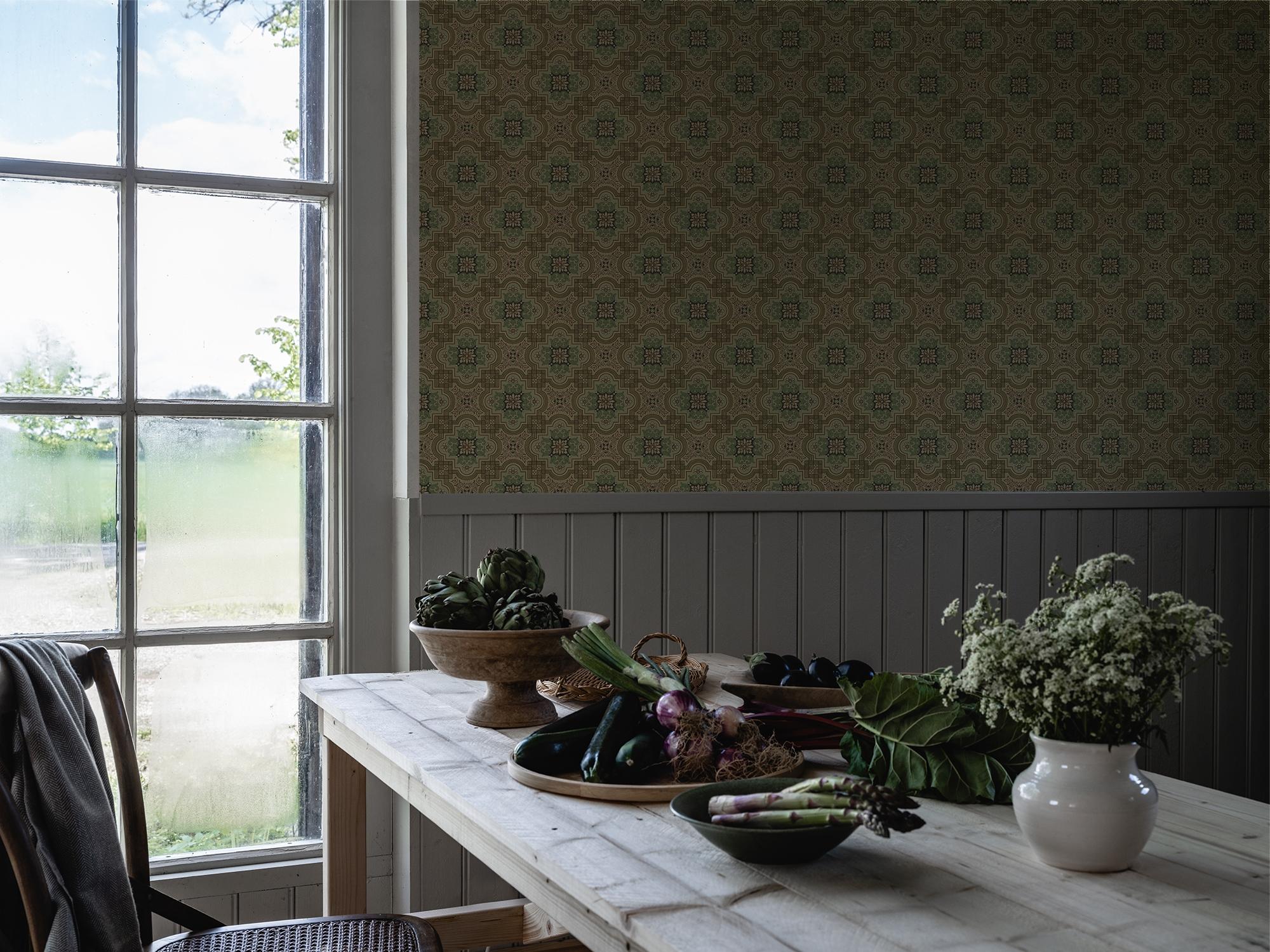 Alnön Beige tapet med geometriskt mönster i beige. Från kollektionen Gammalsvenska klassiker 1850–1950. Nonwoven-material med rak passning. Country, city-stil. Passar i vardagsrum och matsal.