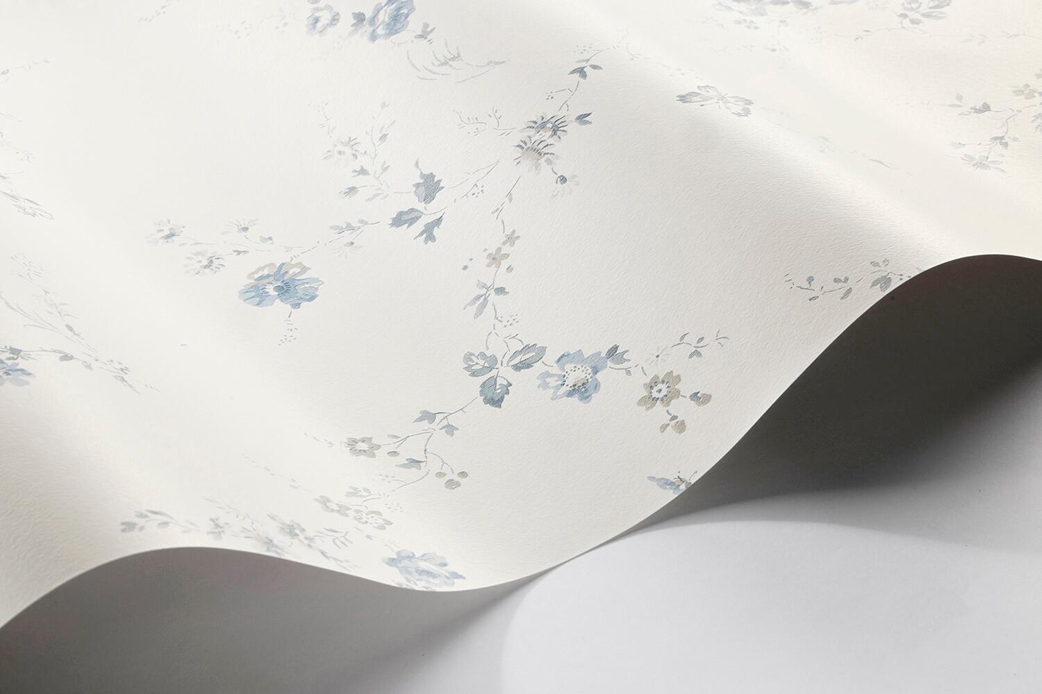 Borosan 21 8627 tapet med blommigt mönster i vit. Från kollektionen Borosan 21. Papper-material med rak passning.