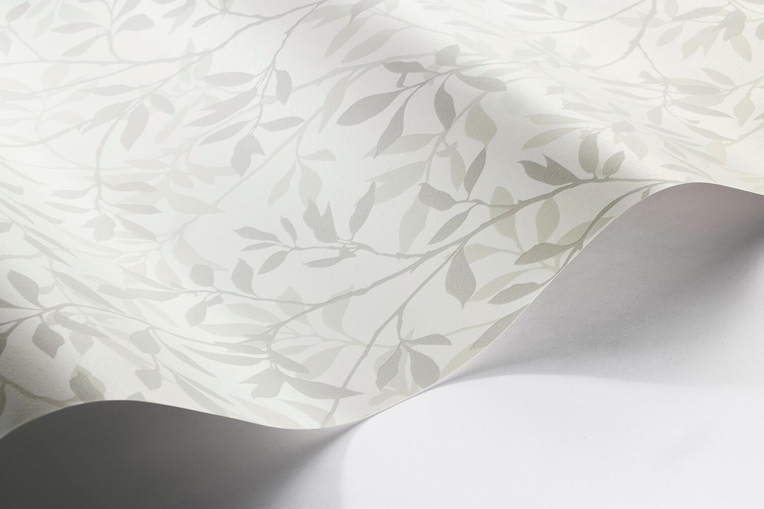 Borosan 21 8602 tapet med botaniskt mönster i grå. Från kollektionen Borosan 21. Papper-material med rak passning.