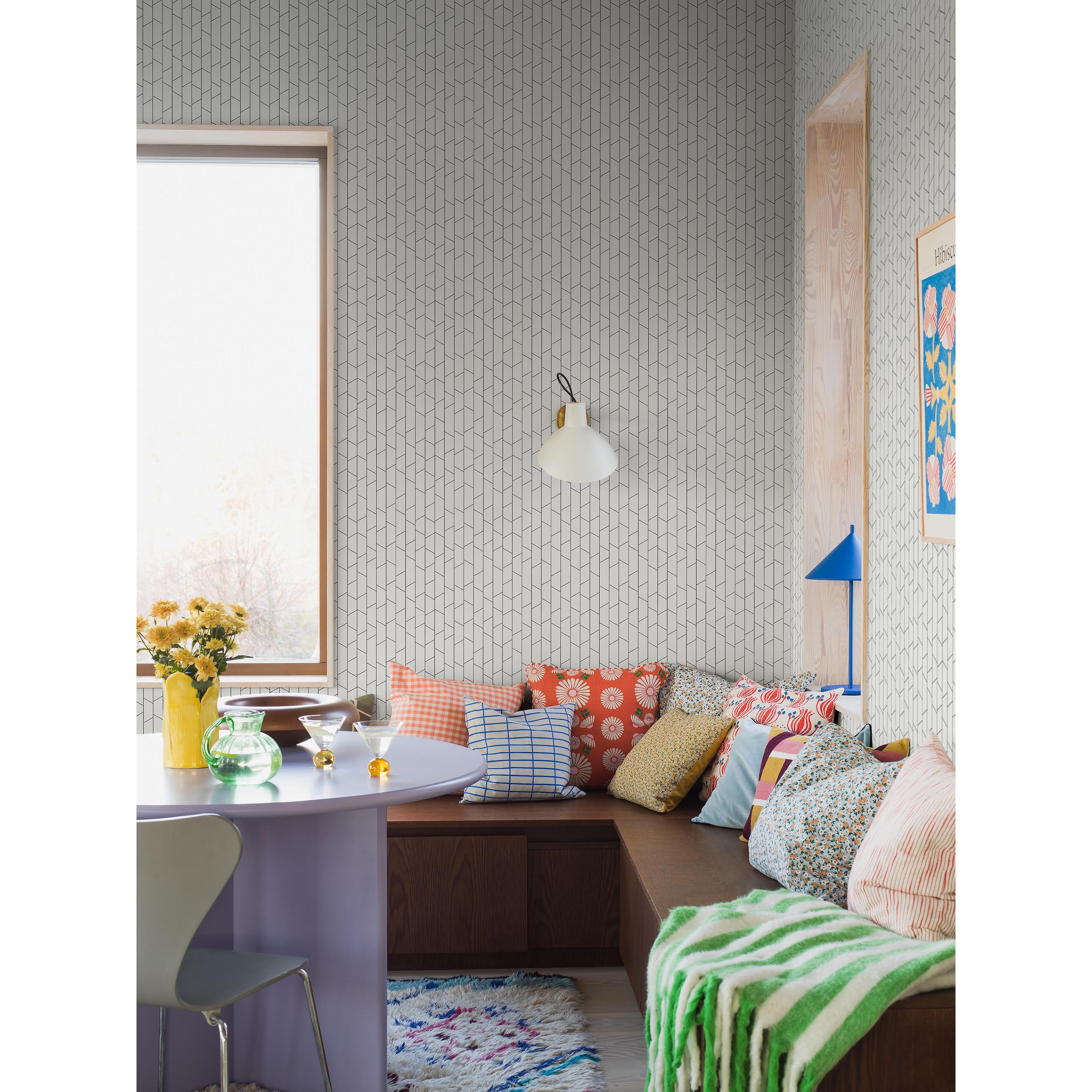 Angle, tapet tapet med grafiskt mönster i vit och svart. Från kollektionen Graphics. Nonwoven-material med rak passning. Passar i vardagsrum och matsal.