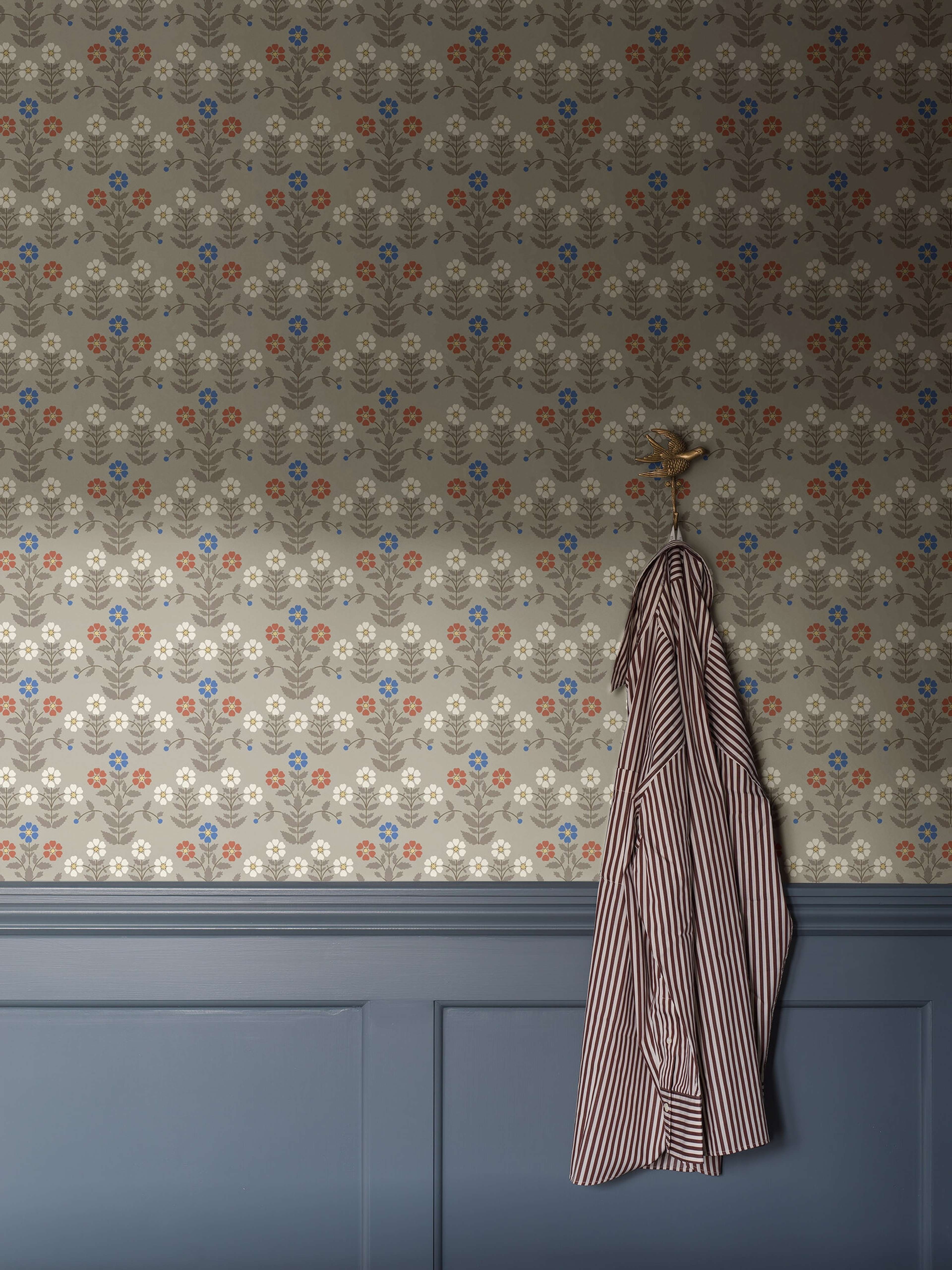 Sippor tapet med blommigt mönster i brun. Från kollektionen New Heritage. Nonwoven-material med rak passning.​​​​‌﻿‍﻿​‍​‍‌‍﻿﻿‌﻿​‍‌‍‍‌‌‍‌﻿‌‍‍‌‌‍﻿‍​‍​‍​﻿‍‍​‍​‍‌﻿​﻿‌‍​‌‌‍﻿‍‌‍‍‌‌﻿‌​‌﻿‍‌​‍﻿‍‌‍‍‌‌‍﻿﻿​‍​‍​‍﻿​​‍​‍‌‍‍​‌﻿​‍‌‍‌‌‌‍‌‍​‍​‍​﻿‍‍​‍​‍‌‍‍​‌﻿‌​‌﻿‌​‌﻿​​‌﻿​﻿​﻿‍‍​‍﻿﻿​‍﻿﻿‌﻿‌﻿‌﻿‌﻿‌﻿‌﻿​‍﻿‍‌‍​﻿‌‍﻿﻿‌‍﻿​‌‍﻿﻿‌﻿​‍‌‍​‌‌‍﻿‌‌‍​‌​‍﻿‍‌﻿​﻿‌‍‌‌​‍﻿﻿‌﻿​﻿‌﻿‌​‌﻿‌‌‌‍‌​‌‍‍‌‌‍﻿﻿​‍﻿﻿‌‍‍‌‌‍﻿‍‌﻿‌​‌‍‌‌‌‍﻿‍‌﻿‌​​‍﻿﻿‌‍‌‌‌‍‌​‌‍‍‌‌﻿‌​​‍﻿﻿‌‍﻿‌‌‍﻿﻿‌‍‌​‌‍‌‌​﻿﻿‌‌﻿​​‌﻿​‍‌‍‌‌‌﻿​﻿‌‍‌‌‌‍﻿‍‌﻿‌​‌‍​‌‌﻿‌​‌‍‍‌‌‍﻿﻿‌‍﻿‍​﻿‍﻿‌‍‍‌‌‍‌​​﻿﻿‌‌‍‍‌‌‍﻿‌‌‍​‌‌‍‌﻿‌‍‌‌​‍﻿‌​﻿‌​​﻿‌﻿​﻿‌﻿​﻿‍​​﻿​​‌‍​﻿​﻿‌﻿‌‍‌​​﻿​‌​﻿‌​‌‍​‍​﻿​‌​﻿‌‍‌‍​﻿‌‍‌​‌‍‌​‌‍‌‌‌‍‌‍​﻿‌‍​﻿‍​​﻿‍​​﻿‌​‌‍​‌‌‍‌​​﻿‌﻿‌‍​﻿​﻿‍‌​﻿‍‌‌‍​﻿​﻿‌​​﻿​‌‌‍​﻿‌‍‌‌​﻿‌﻿​﻿​﻿​﻿‌‌​﻿​​​﻿​﻿​﻿‍​​﻿‍​​‍﻿‌​﻿​‌​﻿‌‌​﻿​​​﻿​​‌﻿‍​​﻿​‍​﻿​​​﻿​​​﻿​​​‍﻿‌‌‍‍‍‌﻿​​‌‍‌﻿​﻿‍﻿‌﻿‌​‌﻿‍‌‌﻿​​‌‍‌‌​﻿﻿‌‌﻿​﻿‌‍​‌‌‍﻿‍‌‍‍‌‌﻿‌​‌﻿‍‌​‍﻿‍‌‍‍‌‌‍﻿‌‌‍​‌‌‍‌﻿‌‍‌‌‌​​‌‌﻿​﻿‌﻿​﻿‌‍‌‌‌﻿‌​​﻿‍﻿‌﻿​​‌‍​‌‌﻿‌​‌‍‍​​﻿﻿‌‌‍​‌‌‍﻿​‌﻿‌​‌‌‌​‌‍‌‌‌﻿‍​‌﻿‌​​﻿﻿﻿‌‍​‍‌‍​‌‌﻿​﻿‌‍‌‌‌‌‌‌‌﻿​‍‌‍﻿​​﻿﻿‌‌‍‍​‌﻿‌​‌﻿‌​‌﻿​​‌﻿​﻿​‍‌‌​﻿​﻿‌​​‌​‍‌‌​﻿​‍‌​‌‍​‍‌‌​﻿​‍‌​‌‍‌﻿‌﻿‌﻿‌﻿‌﻿‌﻿​‍﻿‍‌‍​﻿‌‍﻿﻿‌‍﻿​‌‍﻿﻿‌﻿​‍‌‍​‌‌‍﻿‌‌‍​‌​‍﻿‍‌﻿​﻿‌‍‌‌​‍‌‌​﻿​‍‌​‌‍‌﻿​﻿‌﻿‌​‌﻿‌‌‌‍‌​‌‍‍‌‌‍﻿﻿​‍‌‍‌‍‍‌‌‍‌​​﻿﻿‌‌‍‍‌‌‍﻿‌‌‍​‌‌‍‌﻿‌‍‌‌​‍﻿‌​﻿‌​​﻿‌﻿​﻿‌﻿​﻿‍​​﻿​​‌‍​﻿​﻿‌﻿‌‍‌​​﻿​‌​﻿‌​‌‍​‍​﻿​‌​﻿‌‍‌‍​﻿‌‍‌​‌‍‌​‌‍‌‌‌‍‌‍​﻿‌‍​﻿‍​​﻿‍​​﻿‌​‌‍​‌‌‍‌​​﻿‌﻿‌‍​﻿​﻿‍‌​﻿‍‌‌‍​﻿​﻿‌​​﻿​‌‌‍​﻿‌‍‌‌​﻿‌﻿​﻿​﻿​﻿‌‌​﻿​​​﻿​﻿​﻿‍​​﻿‍​​‍﻿‌​﻿​‌​﻿‌‌​﻿​​​﻿​​‌﻿‍​​﻿​‍​﻿​​​﻿​​​﻿​​​‍﻿‌‌‍‍‍‌﻿​​‌‍‌﻿​‍‌‍‌﻿‌​‌﻿‍‌‌﻿​​‌‍‌‌​﻿﻿‌‌﻿​﻿‌‍​‌‌‍﻿‍‌‍‍‌‌﻿‌​‌﻿‍‌​‍﻿‍‌‍‍‌‌‍﻿‌‌‍​‌‌‍‌﻿‌‍‌‌‌​​‌‌﻿​﻿‌﻿​﻿‌‍‌‌‌﻿‌​​‍‌‍‌﻿​​‌‍​‌‌﻿‌​‌‍‍​​﻿﻿‌‌‍​‌‌‍﻿​‌﻿‌​‌‌‌​‌‍‌‌‌﻿‍​‌﻿‌​​‍‌‍‌﻿​​‌‍‌‌‌﻿​‍‌﻿​﻿‌﻿​​‌‍‌‌‌‍​﻿‌﻿‌​‌‍‍‌‌﻿‌‍‌‍‌‌​﻿﻿‌‌﻿​​‌﻿‌‌‌‍​‍‌‍﻿​‌‍‍‌‌﻿​﻿‌‍‍​‌‍‌‌‌‍‌​​‍​‍‌﻿﻿‌