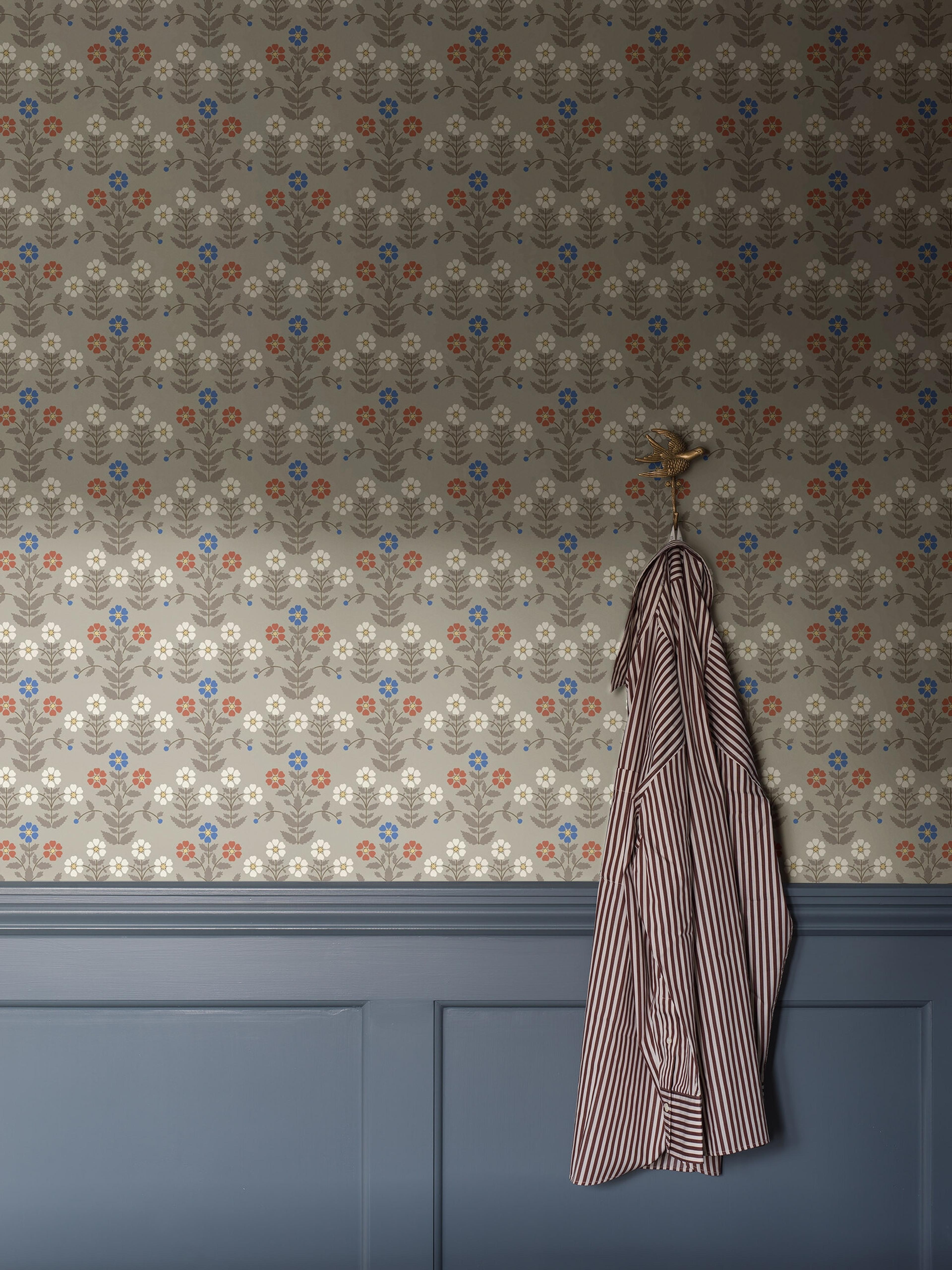 Sippor tapet med blommigt mönster i brun. Från kollektionen New Heritage. Nonwoven-material med rak passning.​​​​‌﻿‍﻿​‍​‍‌‍﻿﻿‌﻿​‍‌‍‍‌‌‍‌﻿‌‍‍‌‌‍﻿‍​‍​‍​﻿‍‍​‍​‍‌﻿​﻿‌‍​‌‌‍﻿‍‌‍‍‌‌﻿‌​‌﻿‍‌​‍﻿‍‌‍‍‌‌‍﻿﻿​‍​‍​‍﻿​​‍​‍‌‍‍​‌﻿​‍‌‍‌‌‌‍‌‍​‍​‍​﻿‍‍​‍​‍‌‍‍​‌﻿‌​‌﻿‌​‌﻿​​‌﻿​﻿​﻿‍‍​‍﻿﻿​‍﻿﻿‌﻿‌﻿‌﻿‌﻿‌﻿‌﻿​‍﻿‍‌‍​﻿‌‍﻿﻿‌‍﻿​‌‍﻿﻿‌﻿​‍‌‍​‌‌‍﻿‌‌‍​‌​‍﻿‍‌﻿​﻿‌‍‌‌​‍﻿﻿‌﻿​﻿‌﻿‌​‌﻿‌‌‌‍‌​‌‍‍‌‌‍﻿﻿​‍﻿﻿‌‍‍‌‌‍﻿‍‌﻿‌​‌‍‌‌‌‍﻿‍‌﻿‌​​‍﻿﻿‌‍‌‌‌‍‌​‌‍‍‌‌﻿‌​​‍﻿﻿‌‍﻿‌‌‍﻿﻿‌‍‌​‌‍‌‌​﻿﻿‌‌﻿​​‌﻿​‍‌‍‌‌‌﻿​﻿‌‍‌‌‌‍﻿‍‌﻿‌​‌‍​‌‌﻿‌​‌‍‍‌‌‍﻿﻿‌‍﻿‍​﻿‍﻿‌‍‍‌‌‍‌​​﻿﻿‌‌‍‍‌‌‍﻿‌‌‍​‌‌‍‌﻿‌‍‌‌​‍﻿‌​﻿‌​​﻿‌﻿​﻿‌﻿​﻿‍​​﻿​​‌‍​﻿​﻿‌﻿‌‍‌​​﻿​‌​﻿‌​‌‍​‍​﻿​‌​﻿‌‍‌‍​﻿‌‍‌​‌‍‌​‌‍‌‌‌‍‌‍​﻿‌‍​﻿‍​​﻿‍​​﻿‌​‌‍​‌‌‍‌​​﻿‌﻿‌‍​﻿​﻿‍‌​﻿‍‌‌‍​﻿​﻿‌​​﻿​‌‌‍​﻿‌‍‌‌​﻿‌﻿​﻿​﻿​﻿‌‌​﻿​​​﻿​﻿​﻿‍​​﻿‍​​‍﻿‌​﻿​‌​﻿‌‌​﻿​​​﻿​​‌﻿‍​​﻿​‍​﻿​​​﻿​​​﻿​​​‍﻿‌‌‍‍‍‌﻿​​‌‍‌﻿​﻿‍﻿‌﻿‌​‌﻿‍‌‌﻿​​‌‍‌‌​﻿﻿‌‌﻿​﻿‌‍​‌‌‍﻿‍‌‍‍‌‌﻿‌​‌﻿‍‌​‍﻿‍‌‍‍‌‌‍﻿‌‌‍​‌‌‍‌﻿‌‍‌‌‌​​‌‌﻿​﻿‌﻿​﻿‌‍‌‌‌﻿‌​​﻿‍﻿‌﻿​​‌‍​‌‌﻿‌​‌‍‍​​﻿﻿‌‌‍​‌‌‍﻿​‌﻿‌​‌‌‌​‌‍‌‌‌﻿‍​‌﻿‌​​﻿﻿﻿‌‍​‍‌‍​‌‌﻿​﻿‌‍‌‌‌‌‌‌‌﻿​‍‌‍﻿​​﻿﻿‌‌‍‍​‌﻿‌​‌﻿‌​‌﻿​​‌﻿​﻿​‍‌‌​﻿​﻿‌​​‌​‍‌‌​﻿​‍‌​‌‍​‍‌‌​﻿​‍‌​‌‍‌﻿‌﻿‌﻿‌﻿‌﻿‌﻿​‍﻿‍‌‍​﻿‌‍﻿﻿‌‍﻿​‌‍﻿﻿‌﻿​‍‌‍​‌‌‍﻿‌‌‍​‌​‍﻿‍‌﻿​﻿‌‍‌‌​‍‌‌​﻿​‍‌​‌‍‌﻿​﻿‌﻿‌​‌﻿‌‌‌‍‌​‌‍‍‌‌‍﻿﻿​‍‌‍‌‍‍‌‌‍‌​​﻿﻿‌‌‍‍‌‌‍﻿‌‌‍​‌‌‍‌﻿‌‍‌‌​‍﻿‌​﻿‌​​﻿‌﻿​﻿‌﻿​﻿‍​​﻿​​‌‍​﻿​﻿‌﻿‌‍‌​​﻿​‌​﻿‌​‌‍​‍​﻿​‌​﻿‌‍‌‍​﻿‌‍‌​‌‍‌​‌‍‌‌‌‍‌‍​﻿‌‍​﻿‍​​﻿‍​​﻿‌​‌‍​‌‌‍‌​​﻿‌﻿‌‍​﻿​﻿‍‌​﻿‍‌‌‍​﻿​﻿‌​​﻿​‌‌‍​﻿‌‍‌‌​﻿‌﻿​﻿​﻿​﻿‌‌​﻿​​​﻿​﻿​﻿‍​​﻿‍​​‍﻿‌​﻿​‌​﻿‌‌​﻿​​​﻿​​‌﻿‍​​﻿​‍​﻿​​​﻿​​​﻿​​​‍﻿‌‌‍‍‍‌﻿​​‌‍‌﻿​‍‌‍‌﻿‌​‌﻿‍‌‌﻿​​‌‍‌‌​﻿﻿‌‌﻿​﻿‌‍​‌‌‍﻿‍‌‍‍‌‌﻿‌​‌﻿‍‌​‍﻿‍‌‍‍‌‌‍﻿‌‌‍​‌‌‍‌﻿‌‍‌‌‌​​‌‌﻿​﻿‌﻿​﻿‌‍‌‌‌﻿‌​​‍‌‍‌﻿​​‌‍​‌‌﻿‌​‌‍‍​​﻿﻿‌‌‍​‌‌‍﻿​‌﻿‌​‌‌‌​‌‍‌‌‌﻿‍​‌﻿‌​​‍‌‍‌﻿​​‌‍‌‌‌﻿​‍‌﻿​﻿‌﻿​​‌‍‌‌‌‍​﻿‌﻿‌​‌‍‍‌‌﻿‌‍‌‍‌‌​﻿﻿‌‌﻿​​‌﻿‌‌‌‍​‍‌‍﻿​‌‍‍‌‌﻿​﻿‌‍‍​‌‍‌‌‌‍‌​​‍​‍‌﻿﻿‌