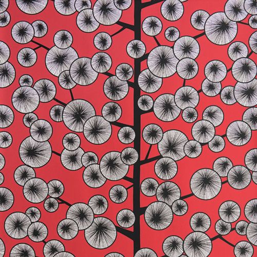 Cotton Tree tapet med grafiskt, retro mönster i röd. Från kollektionen signature. Nonwoven-material med rak passning.