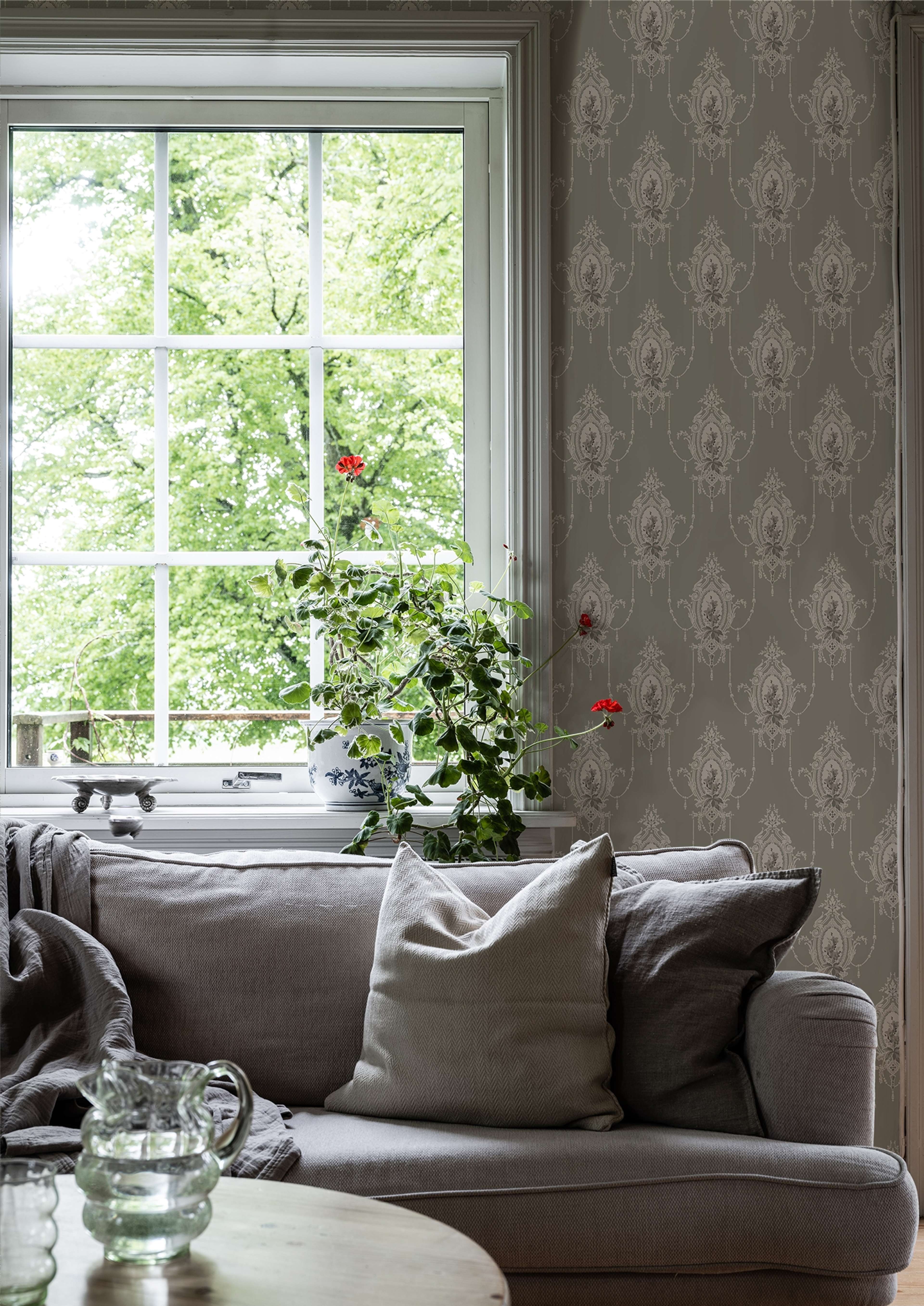 Edsbyn Grön tapet med medaljonger mönster i grön. Från kollektionen Gammalsvenska klassiker 1850–1950. Nonwoven-material med rak passning. City-stil. Passar i vardagsrum och matsal.​​​​‌﻿‍﻿​‍​‍‌‍﻿﻿‌﻿​‍‌‍‍‌‌‍‌﻿‌‍‍‌‌‍﻿‍​‍​‍​﻿‍‍​‍​‍‌﻿​﻿‌‍​‌‌‍﻿‍‌‍‍‌‌﻿‌​‌﻿‍‌​‍﻿‍‌‍‍‌‌‍﻿﻿​‍​‍​‍﻿​​‍​‍‌‍‍​‌﻿​‍‌‍‌‌‌‍‌‍​‍​‍​﻿‍‍​‍​‍‌‍‍​‌﻿‌​‌﻿‌​‌﻿​​‌﻿​﻿​﻿‍‍​‍﻿﻿​‍﻿﻿‌﻿‌﻿‌﻿‌﻿‌﻿‌﻿​‍﻿‍‌‍​﻿‌‍﻿﻿‌‍﻿​‌‍﻿﻿‌﻿​‍‌‍​‌‌‍﻿‌‌‍​‌​‍﻿‍‌﻿​﻿‌‍‌‌​‍﻿﻿‌﻿​﻿‌﻿‌​‌﻿‌‌‌‍‌​‌‍‍‌‌‍﻿﻿​‍﻿﻿‌‍‍‌‌‍﻿‍‌﻿‌​‌‍‌‌‌‍﻿‍‌﻿‌​​‍﻿﻿‌‍‌‌‌‍‌​‌‍‍‌‌﻿‌​​‍﻿﻿‌‍﻿‌‌‍﻿﻿‌‍‌​‌‍‌‌​﻿﻿‌‌﻿​​‌﻿​‍‌‍‌‌‌﻿​﻿‌‍‌‌‌‍﻿‍‌﻿‌​‌‍​‌‌﻿‌​‌‍‍‌‌‍﻿﻿‌‍﻿‍​﻿‍﻿‌‍‍‌‌‍‌​​﻿﻿‌‌‍‍‌‌‍﻿‌‌‍​‌‌‍‌﻿‌‍‌‌​‍﻿‌​﻿‌​​﻿‍‌​﻿‌‍‌‍​‌‌‍​‍​﻿​﻿‌‍‌​​﻿‌‌‌‍​‌​﻿‌​‌‍​‍​﻿​‌‌‍‌​​﻿‌﻿​﻿​​​﻿‍​​﻿‍‌​﻿‍​​﻿​‍​﻿‍‌‌‍​‌‌‍​‍‌‍‌‌‌‍​‍​﻿​​​﻿‌‍​﻿​‌​﻿‍​​﻿​‍‌‍​﻿‌‍‌‍​﻿‌‍​﻿‍​​﻿‌‍​﻿​‌‌‍​﻿​﻿​‍​﻿‌‍​﻿‌‍‌‍‌​​‍﻿‌​﻿​‌​﻿‌​​﻿​‌​﻿‌‌‌﻿‍​​﻿​‍​﻿​​​﻿​​​﻿​​​‍﻿‌‌‍‍‍‌﻿​​‌‍‌﻿​﻿‍﻿‌﻿‌​‌﻿‍‌‌﻿​​‌‍‌‌​﻿﻿‌‌﻿​﻿‌‍​‌‌‍﻿‍‌‍‍‌‌﻿‌​‌﻿‍‌​‍﻿‍‌‍‍‌‌‍﻿‌‌‍​‌‌‍‌﻿‌‍‌‌‌​​‌‌﻿​﻿‌﻿​﻿‌‍‌‌‌﻿‌​​﻿‍﻿‌﻿​​‌‍​‌‌﻿‌​‌‍‍​​﻿﻿‌‌‍​‌‌‍﻿​‌﻿‌​‌‌‌​‌‍‌‌‌﻿‍​‌﻿‌​​﻿﻿﻿‌‍​‍‌‍​‌‌﻿​﻿‌‍‌‌‌‌‌‌‌﻿​‍‌‍﻿​​﻿﻿‌‌‍‍​‌﻿‌​‌﻿‌​‌﻿​​‌﻿​﻿​‍‌‌​﻿​﻿‌​​‌​‍‌‌​﻿​‍‌​‌‍​‍‌‌​﻿​‍‌​‌‍‌﻿‌﻿‌﻿‌﻿‌﻿‌﻿​‍﻿‍‌‍​﻿‌‍﻿﻿‌‍﻿​‌‍﻿﻿‌﻿​‍‌‍​‌‌‍﻿‌‌‍​‌​‍﻿‍‌﻿​﻿‌‍‌‌​‍‌‌​﻿​‍‌​‌‍‌﻿​﻿‌﻿‌​‌﻿‌‌‌‍‌​‌‍‍‌‌‍﻿﻿​‍‌‍‌‍‍‌‌‍‌​​﻿﻿‌‌‍‍‌‌‍﻿‌‌‍​‌‌‍‌﻿‌‍‌‌​‍﻿‌​﻿‌​​﻿‍‌​﻿‌‍‌‍​‌‌‍​‍​﻿​﻿‌‍‌​​﻿‌‌‌‍​‌​﻿‌​‌‍​‍​﻿​‌‌‍‌​​﻿‌﻿​﻿​​​﻿‍​​﻿‍‌​﻿‍​​﻿​‍​﻿‍‌‌‍​‌‌‍​‍‌‍‌‌‌‍​‍​﻿​​​﻿‌‍​﻿​‌​﻿‍​​﻿​‍‌‍​﻿‌‍‌‍​﻿‌‍​﻿‍​​﻿‌‍​﻿​‌‌‍​﻿​﻿​‍​﻿‌‍​﻿‌‍‌‍‌​​‍﻿‌​﻿​‌​﻿‌​​﻿​‌​﻿‌‌‌﻿‍​​﻿​‍​﻿​​​﻿​​​﻿​​​‍﻿‌‌‍‍‍‌﻿​​‌‍‌﻿​‍‌‍‌﻿‌​‌﻿‍‌‌﻿​​‌‍‌‌​﻿﻿‌‌﻿​﻿‌‍​‌‌‍﻿‍‌‍‍‌‌﻿‌​‌﻿‍‌​‍﻿‍‌‍‍‌‌‍﻿‌‌‍​‌‌‍‌﻿‌‍‌‌‌​​‌‌﻿​﻿‌﻿​﻿‌‍‌‌‌﻿‌​​‍‌‍‌﻿​​‌‍​‌‌﻿‌​‌‍‍​​﻿﻿‌‌‍​‌‌‍﻿​‌﻿‌​‌‌‌​‌‍‌‌‌﻿‍​‌﻿‌​​‍‌‍‌﻿​​‌‍‌‌‌﻿​‍‌﻿​﻿‌﻿​​‌‍‌‌‌‍​﻿‌﻿‌​‌‍‍‌‌﻿‌‍‌‍‌‌​﻿﻿‌‌﻿​​‌﻿‌‌‌‍​‍‌‍﻿​‌‍‍‌‌﻿​﻿‌‍‍​‌‍‌‌‌‍‌​​‍​‍‌﻿﻿‌