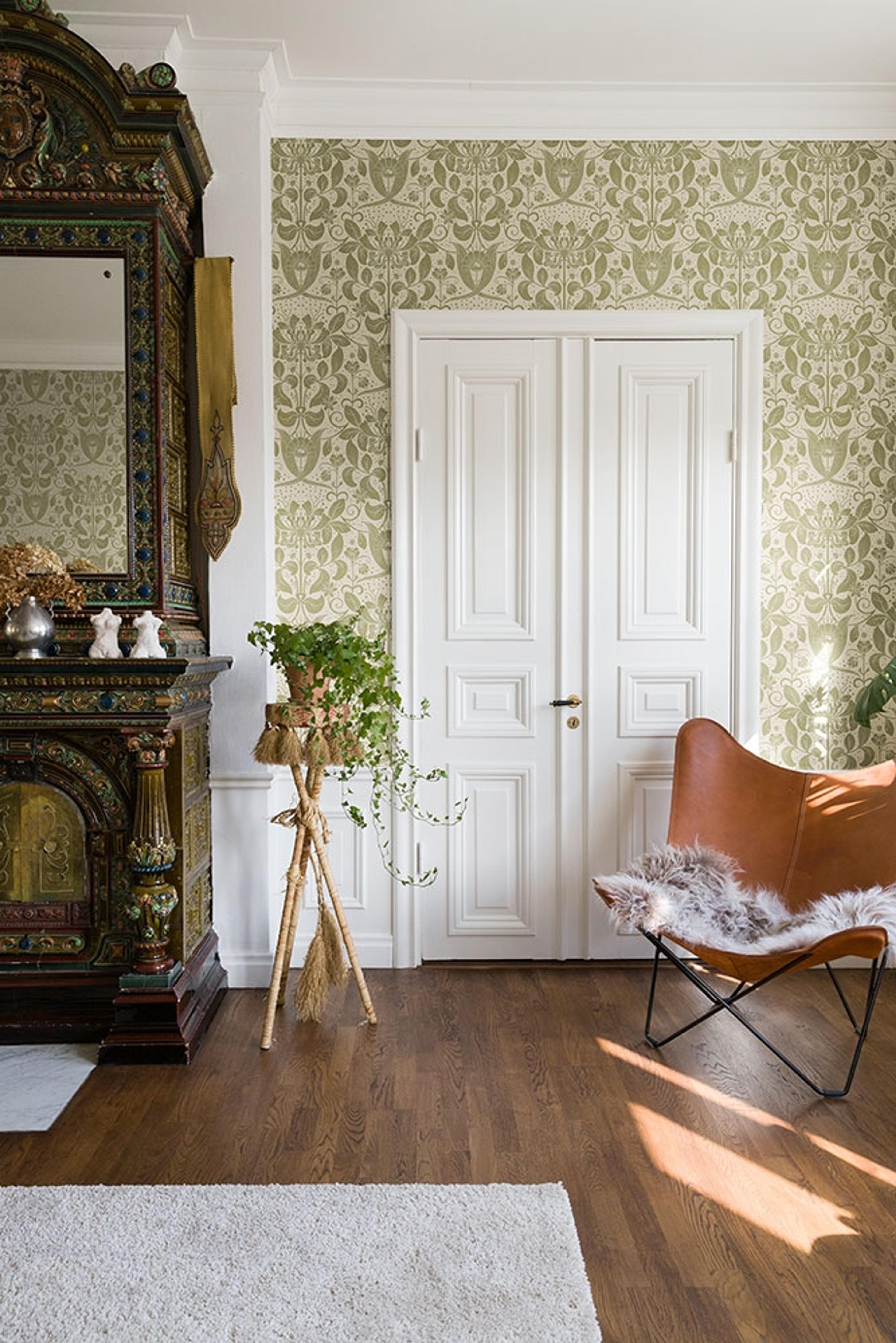 Berit tapet med blommigt mönster i grön. Från kollektionen hjärterum. Nonwoven-material med rak passning.​​​​‌﻿‍﻿​‍​‍‌‍﻿﻿‌﻿​‍‌‍‍‌‌‍‌﻿‌‍‍‌‌‍﻿‍​‍​‍​﻿‍‍​‍​‍‌﻿​﻿‌‍​‌‌‍﻿‍‌‍‍‌‌﻿‌​‌﻿‍‌​‍﻿‍‌‍‍‌‌‍﻿﻿​‍​‍​‍﻿​​‍​‍‌‍‍​‌﻿​‍‌‍‌‌‌‍‌‍​‍​‍​﻿‍‍​‍​‍‌‍‍​‌﻿‌​‌﻿‌​‌﻿​​‌﻿​﻿​﻿‍‍​‍﻿﻿​‍﻿﻿‌﻿‌﻿‌﻿‌﻿‌﻿‌﻿​‍﻿‍‌‍​﻿‌‍﻿﻿‌‍﻿​‌‍﻿﻿‌﻿​‍‌‍​‌‌‍﻿‌‌‍​‌​‍﻿‍‌﻿​﻿‌‍‌‌​‍﻿﻿‌﻿​﻿‌﻿‌​‌﻿‌‌‌‍‌​‌‍‍‌‌‍﻿﻿​‍﻿﻿‌‍‍‌‌‍﻿‍‌﻿‌​‌‍‌‌‌‍﻿‍‌﻿‌​​‍﻿﻿‌‍‌‌‌‍‌​‌‍‍‌‌﻿‌​​‍﻿﻿‌‍﻿‌‌‍﻿﻿‌‍‌​‌‍‌‌​﻿﻿‌‌﻿​​‌﻿​‍‌‍‌‌‌﻿​﻿‌‍‌‌‌‍﻿‍‌﻿‌​‌‍​‌‌﻿‌​‌‍‍‌‌‍﻿﻿‌‍﻿‍​﻿‍﻿‌‍‍‌‌‍‌​​﻿﻿‌‌‍‍‌‌‍﻿‌‌‍​‌‌‍‌﻿‌‍‌‌​‍﻿‌​﻿‌​‌‍‌​‌‍‌​‌‍​‍​﻿​​‌‍‌‌​﻿​​​﻿‌‍‌‍​‍‌‍‌‍‌‍‌​‌‍‌​​﻿‌​​﻿‍‌​﻿​‍​﻿‍​​﻿​‌‌‍​﻿‌‍‌‌​﻿​‌​﻿​​​﻿‌‌‌‍‌‌‌‍​‌‌‍​‌​﻿​​​﻿‌‌​﻿‌﻿​﻿‌‍‌‍​‌​﻿​‌‌‍​﻿​﻿‍​‌‍‌​​﻿‌﻿​﻿‌‌​﻿​﻿​﻿​﻿​﻿​‌‌‍​﻿​‍﻿‌​﻿‌‍​﻿‌‍​﻿‌﻿‌﻿‍​​﻿​‌​﻿​​​﻿​​​﻿​​​‍﻿‌‌‍‍‍‌﻿​​‌‍‌﻿​﻿‍﻿‌﻿‌​‌﻿‍‌‌﻿​​‌‍‌‌​﻿﻿‌‌﻿​﻿‌‍​‌‌‍﻿‍‌‍‍‌‌﻿‌​‌﻿‍‌​‍﻿‍‌‍‍‌‌‍﻿‌‌‍​‌‌‍‌﻿‌‍‌‌‌​​‌‌﻿​﻿‌﻿​﻿‌‍‌‌‌﻿‌​​﻿‍﻿‌﻿​​‌‍​‌‌﻿‌​‌‍‍​​﻿﻿‌‌‍​‌‌‍﻿​‌﻿‌​‌‌‌​‌‍‌‌‌﻿‍​‌﻿‌​​﻿﻿﻿‌‍​‍‌‍​‌‌﻿​﻿‌‍‌‌‌‌‌‌‌﻿​‍‌‍﻿​​﻿﻿‌‌‍‍​‌﻿‌​‌﻿‌​‌﻿​​‌﻿​﻿​‍‌‌​﻿​﻿‌​​‌​‍‌‌​﻿​‍‌​‌‍​‍‌‌​﻿​‍‌​‌‍‌﻿‌﻿‌﻿‌﻿‌﻿‌﻿​‍﻿‍‌‍​﻿‌‍﻿﻿‌‍﻿​‌‍﻿﻿‌﻿​‍‌‍​‌‌‍﻿‌‌‍​‌​‍﻿‍‌﻿​﻿‌‍‌‌​‍‌‌​﻿​‍‌​‌‍‌﻿​﻿‌﻿‌​‌﻿‌‌‌‍‌​‌‍‍‌‌‍﻿﻿​‍‌‍‌‍‍‌‌‍‌​​﻿﻿‌‌‍‍‌‌‍﻿‌‌‍​‌‌‍‌﻿‌‍‌‌​‍﻿‌​﻿‌​‌‍‌​‌‍‌​‌‍​‍​﻿​​‌‍‌‌​﻿​​​﻿‌‍‌‍​‍‌‍‌‍‌‍‌​‌‍‌​​﻿‌​​﻿‍‌​﻿​‍​﻿‍​​﻿​‌‌‍​﻿‌‍‌‌​﻿​‌​﻿​​​﻿‌‌‌‍‌‌‌‍​‌‌‍​‌​﻿​​​﻿‌‌​﻿‌﻿​﻿‌‍‌‍​‌​﻿​‌‌‍​﻿​﻿‍​‌‍‌​​﻿‌﻿​﻿‌‌​﻿​﻿​﻿​﻿​﻿​‌‌‍​﻿​‍﻿‌​﻿‌‍​﻿‌‍​﻿‌﻿‌﻿‍​​﻿​‌​﻿​​​﻿​​​﻿​​​‍﻿‌‌‍‍‍‌﻿​​‌‍‌﻿​‍‌‍‌﻿‌​‌﻿‍‌‌﻿​​‌‍‌‌​﻿﻿‌‌﻿​﻿‌‍​‌‌‍﻿‍‌‍‍‌‌﻿‌​‌﻿‍‌​‍﻿‍‌‍‍‌‌‍﻿‌‌‍​‌‌‍‌﻿‌‍‌‌‌​​‌‌﻿​﻿‌﻿​﻿‌‍‌‌‌﻿‌​​‍‌‍‌﻿​​‌‍​‌‌﻿‌​‌‍‍​​﻿﻿‌‌‍​‌‌‍﻿​‌﻿‌​‌‌‌​‌‍‌‌‌﻿‍​‌﻿‌​​‍‌‍‌﻿​​‌‍‌‌‌﻿​‍‌﻿​﻿‌﻿​​‌‍‌‌‌‍​﻿‌﻿‌​‌‍‍‌‌﻿‌‍‌‍‌‌​﻿﻿‌‌﻿​​‌﻿‌‌‌‍​‍‌‍﻿​‌‍‍‌‌﻿​﻿‌‍‍​‌‍‌‌‌‍‌​​‍​‍‌﻿﻿‌