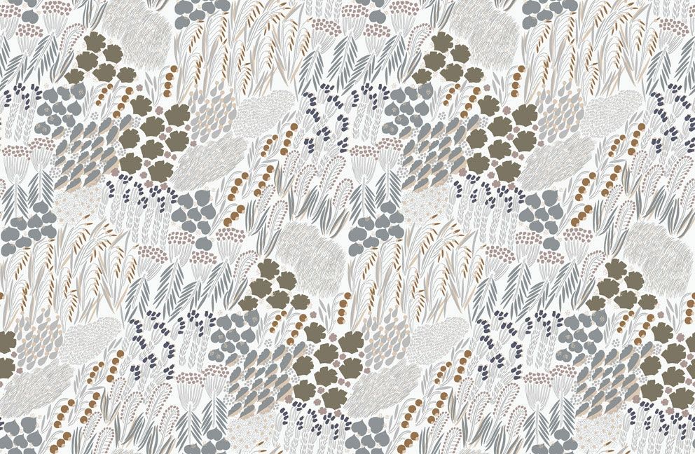 Pieni Letto tapet med blommigt mönster i vit. Från kollektionen Marimekko 6. Nonwoven-material med rak passning.