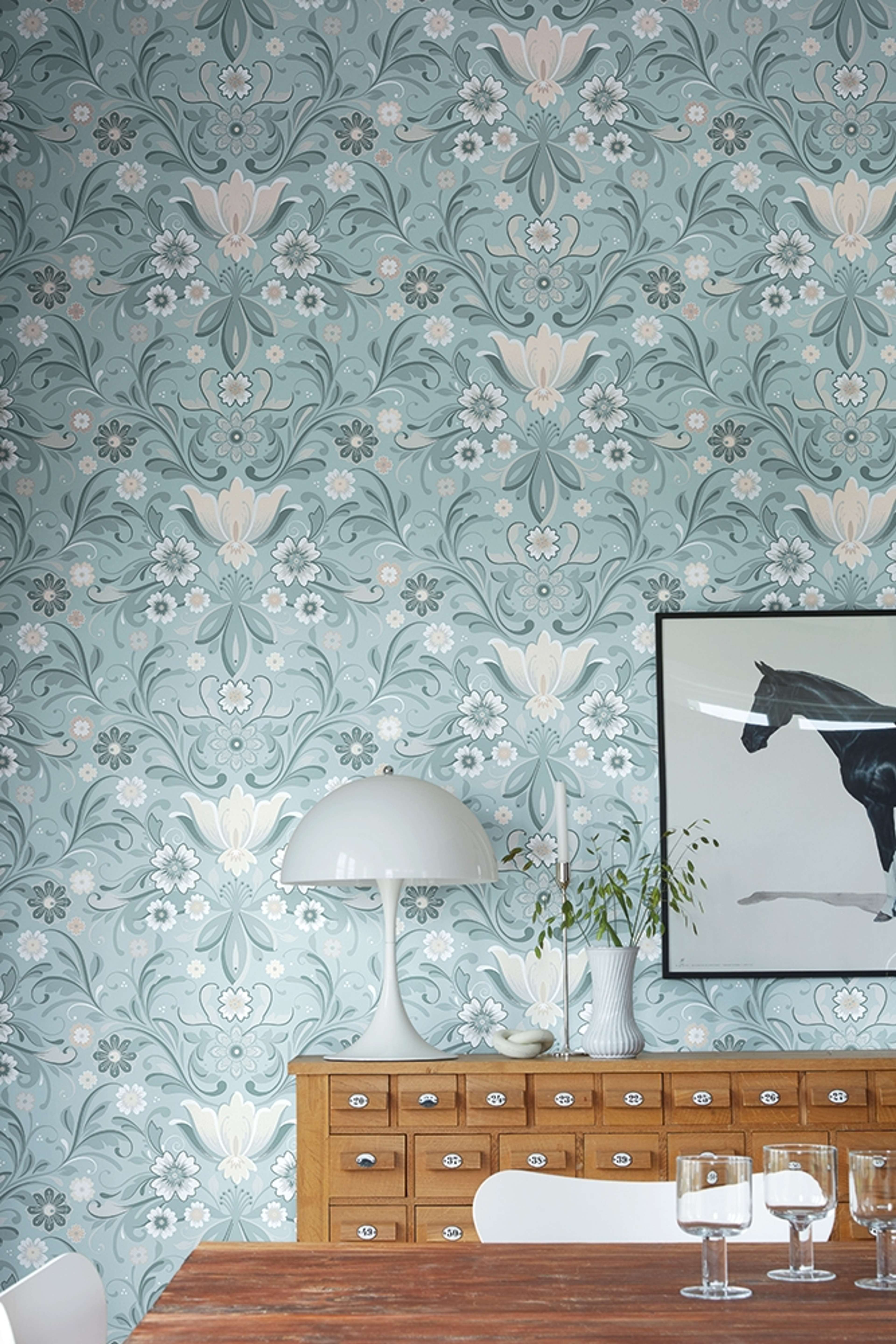 Sunnanö Östanskär, ljusblå tapet med blommigt mönster i blå. Från kollektionen Sunnanö. Nonwoven-material med förskjuten passning.​​​​‌﻿‍﻿​‍​‍‌‍﻿﻿‌﻿​‍‌‍‍‌‌‍‌﻿‌‍‍‌‌‍﻿‍​‍​‍​﻿‍‍​‍​‍‌﻿​﻿‌‍​‌‌‍﻿‍‌‍‍‌‌﻿‌​‌﻿‍‌​‍﻿‍‌‍‍‌‌‍﻿﻿​‍​‍​‍﻿​​‍​‍‌‍‍​‌﻿​‍‌‍‌‌‌‍‌‍​‍​‍​﻿‍‍​‍​‍‌‍‍​‌﻿‌​‌﻿‌​‌﻿​​‌﻿​﻿​﻿‍‍​‍﻿﻿​‍﻿﻿‌﻿‌﻿‌﻿‌﻿‌﻿‌﻿​‍﻿‍‌‍​﻿‌‍﻿﻿‌‍﻿​‌‍﻿﻿‌﻿​‍‌‍​‌‌‍﻿‌‌‍​‌​‍﻿‍‌﻿​﻿‌‍‌‌​‍﻿﻿‌﻿​﻿‌﻿‌​‌﻿‌‌‌‍‌​‌‍‍‌‌‍﻿﻿​‍﻿﻿‌‍‍‌‌‍﻿‍‌﻿‌​‌‍‌‌‌‍﻿‍‌﻿‌​​‍﻿﻿‌‍‌‌‌‍‌​‌‍‍‌‌﻿‌​​‍﻿﻿‌‍﻿‌‌‍﻿﻿‌‍‌​‌‍‌‌​﻿﻿‌‌﻿​​‌﻿​‍‌‍‌‌‌﻿​﻿‌‍‌‌‌‍﻿‍‌﻿‌​‌‍​‌‌﻿‌​‌‍‍‌‌‍﻿﻿‌‍﻿‍​﻿‍﻿‌‍‍‌‌‍‌​​﻿﻿‌‌‍‍‌‌‍﻿‌‌‍​‌‌‍‌﻿‌‍‌‌​‍﻿‌​﻿‌‌​﻿‍​‌‍​‌​﻿​​‌‍‌‌​﻿​​​﻿​​​﻿‌‌‌‍​‍‌‍​‍​﻿​‌​﻿‌﻿‌‍‌‍‌‍‌‌​﻿​‌​﻿‌‌​﻿​​‌‍‌‍​﻿‌﻿​﻿​‍​﻿‍​​﻿​‌‌‍‌‌​﻿‍​‌‍​‍​﻿​﻿‌‍​‍​﻿​​‌‍​﻿​﻿‌‌‌‍‌​​﻿‍​​﻿​‌​﻿​​​﻿‍​‌‍​‍‌‍‌‌‌‍​‍​﻿‌‍​﻿‌‌​‍﻿‌​﻿‌‍​﻿‌‍​﻿‌﻿‌﻿‍​​﻿​‌​﻿​​​﻿​​​﻿​​​‍﻿‌‌‍‍‍‌﻿​​‌‍‌﻿​﻿‍﻿‌﻿‌​‌﻿‍‌‌﻿​​‌‍‌‌​﻿﻿‌‌﻿​﻿‌‍​‌‌‍﻿‍‌‍‍‌‌﻿‌​‌﻿‍‌​‍﻿‍‌‍‍‌‌‍﻿‌‌‍​‌‌‍‌﻿‌‍‌‌‌​​‌‌﻿​﻿‌﻿​﻿‌‍‌‌‌﻿‌​​﻿‍﻿‌﻿​​‌‍​‌‌﻿‌​‌‍‍​​﻿﻿‌‌‍​‌‌‍﻿​‌﻿‌​‌‌‌​‌‍‌‌‌﻿‍​‌﻿‌​​﻿﻿﻿‌‍​‍‌‍​‌‌﻿​﻿‌‍‌‌‌‌‌‌‌﻿​‍‌‍﻿​​﻿﻿‌‌‍‍​‌﻿‌​‌﻿‌​‌﻿​​‌﻿​﻿​‍‌‌​﻿​﻿‌​​‌​‍‌‌​﻿​‍‌​‌‍​‍‌‌​﻿​‍‌​‌‍‌﻿‌﻿‌﻿‌﻿‌﻿‌﻿​‍﻿‍‌‍​﻿‌‍﻿﻿‌‍﻿​‌‍﻿﻿‌﻿​‍‌‍​‌‌‍﻿‌‌‍​‌​‍﻿‍‌﻿​﻿‌‍‌‌​‍‌‌​﻿​‍‌​‌‍‌﻿​﻿‌﻿‌​‌﻿‌‌‌‍‌​‌‍‍‌‌‍﻿﻿​‍‌‍‌‍‍‌‌‍‌​​﻿﻿‌‌‍‍‌‌‍﻿‌‌‍​‌‌‍‌﻿‌‍‌‌​‍﻿‌​﻿‌‌​﻿‍​‌‍​‌​﻿​​‌‍‌‌​﻿​​​﻿​​​﻿‌‌‌‍​‍‌‍​‍​﻿​‌​﻿‌﻿‌‍‌‍‌‍‌‌​﻿​‌​﻿‌‌​﻿​​‌‍‌‍​﻿‌﻿​﻿​‍​﻿‍​​﻿​‌‌‍‌‌​﻿‍​‌‍​‍​﻿​﻿‌‍​‍​﻿​​‌‍​﻿​﻿‌‌‌‍‌​​﻿‍​​﻿​‌​﻿​​​﻿‍​‌‍​‍‌‍‌‌‌‍​‍​﻿‌‍​﻿‌‌​‍﻿‌​﻿‌‍​﻿‌‍​﻿‌﻿‌﻿‍​​﻿​‌​﻿​​​﻿​​​﻿​​​‍﻿‌‌‍‍‍‌﻿​​‌‍‌﻿​‍‌‍‌﻿‌​‌﻿‍‌‌﻿​​‌‍‌‌​﻿﻿‌‌﻿​﻿‌‍​‌‌‍﻿‍‌‍‍‌‌﻿‌​‌﻿‍‌​‍﻿‍‌‍‍‌‌‍﻿‌‌‍​‌‌‍‌﻿‌‍‌‌‌​​‌‌﻿​﻿‌﻿​﻿‌‍‌‌‌﻿‌​​‍‌‍‌﻿​​‌‍​‌‌﻿‌​‌‍‍​​﻿﻿‌‌‍​‌‌‍﻿​‌﻿‌​‌‌‌​‌‍‌‌‌﻿‍​‌﻿‌​​‍‌‍‌﻿​​‌‍‌‌‌﻿​‍‌﻿​﻿‌﻿​​‌‍‌‌‌‍​﻿‌﻿‌​‌‍‍‌‌﻿‌‍‌‍‌‌​﻿﻿‌‌﻿​​‌﻿‌‌‌‍​‍‌‍﻿​‌‍‍‌‌﻿​﻿‌‍‍​‌‍‌‌‌‍‌​​‍​‍‌﻿﻿‌