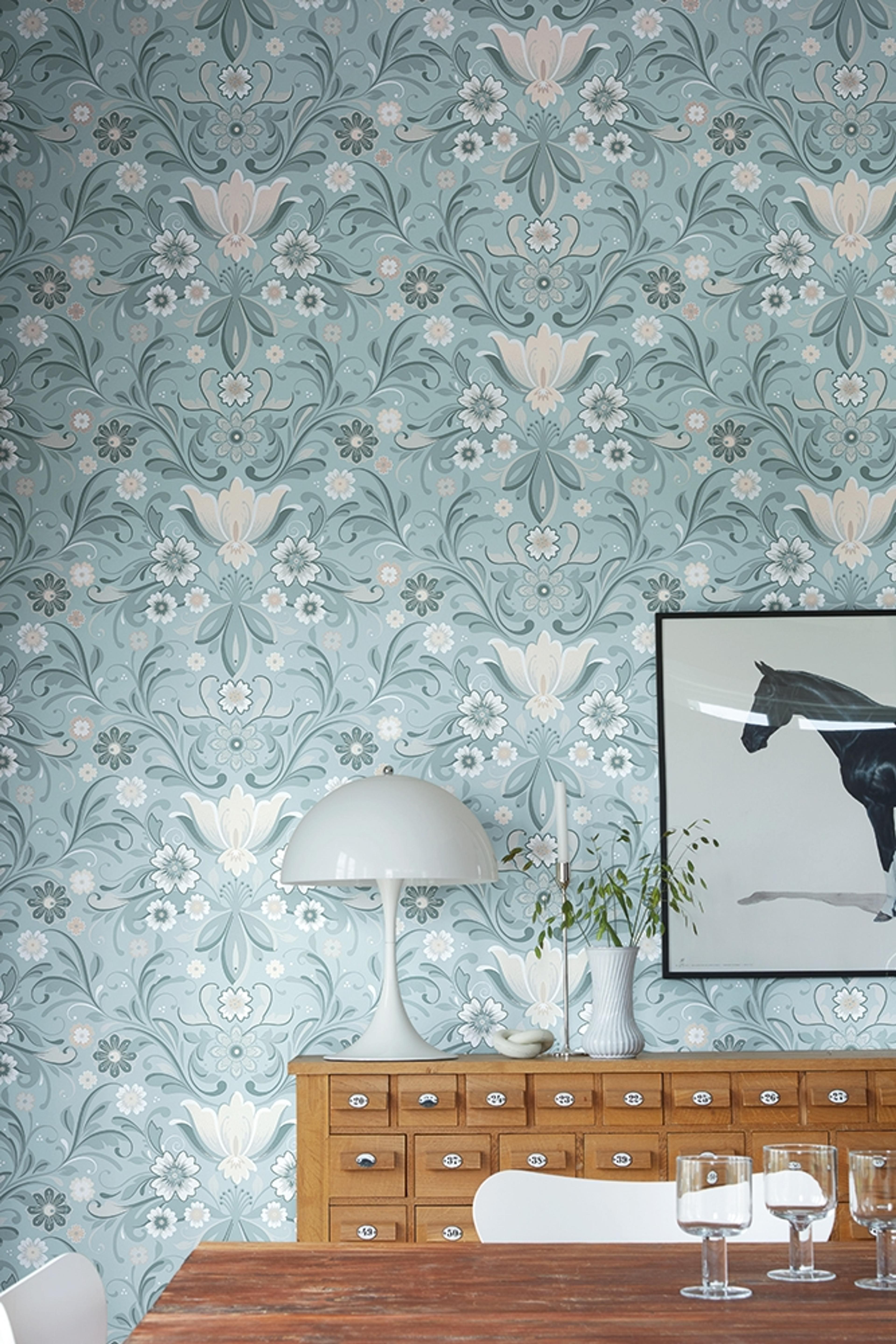 Sunnanö Östanskär, ljusblå tapet med blommigt mönster i blå. Från kollektionen Sunnanö. Nonwoven-material med förskjuten passning.​​​​‌﻿‍﻿​‍​‍‌‍﻿﻿‌﻿​‍‌‍‍‌‌‍‌﻿‌‍‍‌‌‍﻿‍​‍​‍​﻿‍‍​‍​‍‌﻿​﻿‌‍​‌‌‍﻿‍‌‍‍‌‌﻿‌​‌﻿‍‌​‍﻿‍‌‍‍‌‌‍﻿﻿​‍​‍​‍﻿​​‍​‍‌‍‍​‌﻿​‍‌‍‌‌‌‍‌‍​‍​‍​﻿‍‍​‍​‍‌‍‍​‌﻿‌​‌﻿‌​‌﻿​​‌﻿​﻿​﻿‍‍​‍﻿﻿​‍﻿﻿‌﻿‌﻿‌﻿‌﻿‌﻿‌﻿​‍﻿‍‌‍​﻿‌‍﻿﻿‌‍﻿​‌‍﻿﻿‌﻿​‍‌‍​‌‌‍﻿‌‌‍​‌​‍﻿‍‌﻿​﻿‌‍‌‌​‍﻿﻿‌﻿​﻿‌﻿‌​‌﻿‌‌‌‍‌​‌‍‍‌‌‍﻿﻿​‍﻿﻿‌‍‍‌‌‍﻿‍‌﻿‌​‌‍‌‌‌‍﻿‍‌﻿‌​​‍﻿﻿‌‍‌‌‌‍‌​‌‍‍‌‌﻿‌​​‍﻿﻿‌‍﻿‌‌‍﻿﻿‌‍‌​‌‍‌‌​﻿﻿‌‌﻿​​‌﻿​‍‌‍‌‌‌﻿​﻿‌‍‌‌‌‍﻿‍‌﻿‌​‌‍​‌‌﻿‌​‌‍‍‌‌‍﻿﻿‌‍﻿‍​﻿‍﻿‌‍‍‌‌‍‌​​﻿﻿‌‌‍‍‌‌‍﻿‌‌‍​‌‌‍‌﻿‌‍‌‌​‍﻿‌​﻿‌‌​﻿‍​‌‍​‌​﻿​​‌‍‌‌​﻿​​​﻿​​​﻿‌‌‌‍​‍‌‍​‍​﻿​‌​﻿‌﻿‌‍‌‍‌‍‌‌​﻿​‌​﻿‌‌​﻿​​‌‍‌‍​﻿‌﻿​﻿​‍​﻿‍​​﻿​‌‌‍‌‌​﻿‍​‌‍​‍​﻿​﻿‌‍​‍​﻿​​‌‍​﻿​﻿‌‌‌‍‌​​﻿‍​​﻿​‌​﻿​​​﻿‍​‌‍​‍‌‍‌‌‌‍​‍​﻿‌‍​﻿‌‌​‍﻿‌​﻿‌‍​﻿‌‍​﻿‌﻿‌﻿‍​​﻿​‌​﻿​​​﻿​​​﻿​​​‍﻿‌‌‍‍‍‌﻿​​‌‍‌﻿​﻿‍﻿‌﻿‌​‌﻿‍‌‌﻿​​‌‍‌‌​﻿﻿‌‌﻿​﻿‌‍​‌‌‍﻿‍‌‍‍‌‌﻿‌​‌﻿‍‌​‍﻿‍‌‍‍‌‌‍﻿‌‌‍​‌‌‍‌﻿‌‍‌‌‌​​‌‌﻿​﻿‌﻿​﻿‌‍‌‌‌﻿‌​​﻿‍﻿‌﻿​​‌‍​‌‌﻿‌​‌‍‍​​﻿﻿‌‌‍​‌‌‍﻿​‌﻿‌​‌‌‌​‌‍‌‌‌﻿‍​‌﻿‌​​﻿﻿﻿‌‍​‍‌‍​‌‌﻿​﻿‌‍‌‌‌‌‌‌‌﻿​‍‌‍﻿​​﻿﻿‌‌‍‍​‌﻿‌​‌﻿‌​‌﻿​​‌﻿​﻿​‍‌‌​﻿​﻿‌​​‌​‍‌‌​﻿​‍‌​‌‍​‍‌‌​﻿​‍‌​‌‍‌﻿‌﻿‌﻿‌﻿‌﻿‌﻿​‍﻿‍‌‍​﻿‌‍﻿﻿‌‍﻿​‌‍﻿﻿‌﻿​‍‌‍​‌‌‍﻿‌‌‍​‌​‍﻿‍‌﻿​﻿‌‍‌‌​‍‌‌​﻿​‍‌​‌‍‌﻿​﻿‌﻿‌​‌﻿‌‌‌‍‌​‌‍‍‌‌‍﻿﻿​‍‌‍‌‍‍‌‌‍‌​​﻿﻿‌‌‍‍‌‌‍﻿‌‌‍​‌‌‍‌﻿‌‍‌‌​‍﻿‌​﻿‌‌​﻿‍​‌‍​‌​﻿​​‌‍‌‌​﻿​​​﻿​​​﻿‌‌‌‍​‍‌‍​‍​﻿​‌​﻿‌﻿‌‍‌‍‌‍‌‌​﻿​‌​﻿‌‌​﻿​​‌‍‌‍​﻿‌﻿​﻿​‍​﻿‍​​﻿​‌‌‍‌‌​﻿‍​‌‍​‍​﻿​﻿‌‍​‍​﻿​​‌‍​﻿​﻿‌‌‌‍‌​​﻿‍​​﻿​‌​﻿​​​﻿‍​‌‍​‍‌‍‌‌‌‍​‍​﻿‌‍​﻿‌‌​‍﻿‌​﻿‌‍​﻿‌‍​﻿‌﻿‌﻿‍​​﻿​‌​﻿​​​﻿​​​﻿​​​‍﻿‌‌‍‍‍‌﻿​​‌‍‌﻿​‍‌‍‌﻿‌​‌﻿‍‌‌﻿​​‌‍‌‌​﻿﻿‌‌﻿​﻿‌‍​‌‌‍﻿‍‌‍‍‌‌﻿‌​‌﻿‍‌​‍﻿‍‌‍‍‌‌‍﻿‌‌‍​‌‌‍‌﻿‌‍‌‌‌​​‌‌﻿​﻿‌﻿​﻿‌‍‌‌‌﻿‌​​‍‌‍‌﻿​​‌‍​‌‌﻿‌​‌‍‍​​﻿﻿‌‌‍​‌‌‍﻿​‌﻿‌​‌‌‌​‌‍‌‌‌﻿‍​‌﻿‌​​‍‌‍‌﻿​​‌‍‌‌‌﻿​‍‌﻿​﻿‌﻿​​‌‍‌‌‌‍​﻿‌﻿‌​‌‍‍‌‌﻿‌‍‌‍‌‌​﻿﻿‌‌﻿​​‌﻿‌‌‌‍​‍‌‍﻿​‌‍‍‌‌﻿​﻿‌‍‍​‌‍‌‌‌‍‌​​‍​‍‌﻿﻿‌