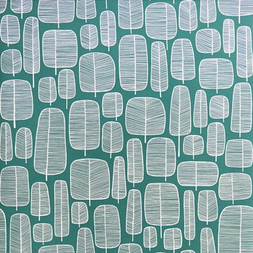 Little Trees Emerald tapet med grafiskt mönster i grön. Från kollektionen signature. Nonwoven-material med rak passning. Vintage-stil.