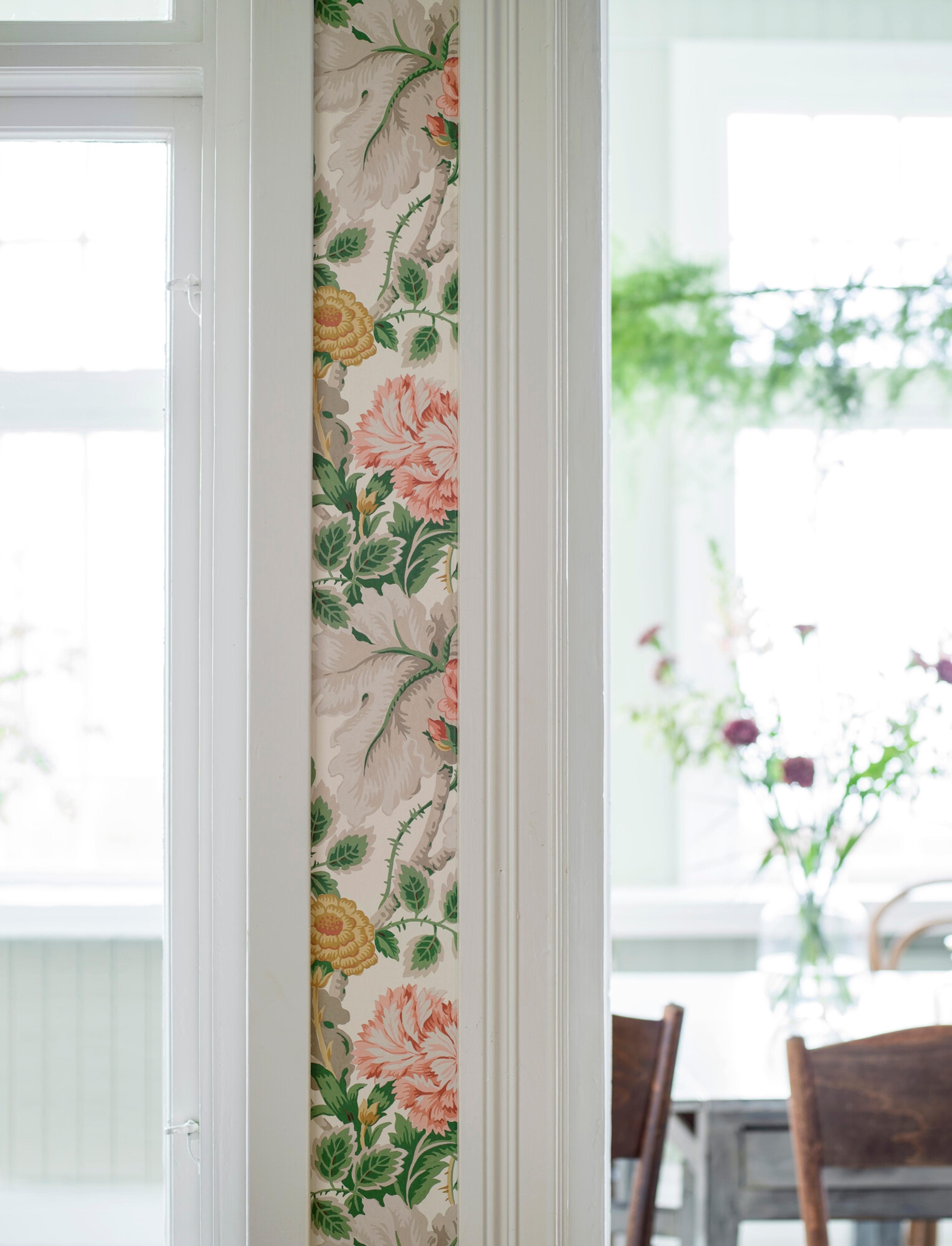 Carnation Garden tapet från Boråstapeter med blommigt mönster i vit. Från kollektionen New Heritage. Nonwoven-material med förskjuten passning. Country, city-stil.​​​​‌﻿‍﻿​‍​‍‌‍﻿﻿‌﻿​‍‌‍‍‌‌‍‌﻿‌‍‍‌‌‍﻿‍​‍​‍​﻿‍‍​‍​‍‌﻿​﻿‌‍​‌‌‍﻿‍‌‍‍‌‌﻿‌​‌﻿‍‌​‍﻿‍‌‍‍‌‌‍﻿﻿​‍​‍​‍﻿​​‍​‍‌‍‍​‌﻿​‍‌‍‌‌‌‍‌‍​‍​‍​﻿‍‍​‍​‍‌‍‍​‌﻿‌​‌﻿‌​‌﻿​​‌﻿​﻿​﻿‍‍​‍﻿﻿​‍﻿﻿‌﻿‌﻿‌﻿‌﻿‌﻿‌﻿​‍﻿‍‌‍​﻿‌‍﻿﻿‌‍﻿​‌‍﻿﻿‌﻿​‍‌‍​‌‌‍﻿‌‌‍​‌​‍﻿‍‌﻿​﻿‌‍‌‌​‍﻿﻿‌﻿​﻿‌﻿‌​‌﻿‌‌‌‍‌​‌‍‍‌‌‍﻿﻿​‍﻿﻿‌‍‍‌‌‍﻿‍‌﻿‌​‌‍‌‌‌‍﻿‍‌﻿‌​​‍﻿﻿‌‍‌‌‌‍‌​‌‍‍‌‌﻿‌​​‍﻿﻿‌‍﻿‌‌‍﻿﻿‌‍‌​‌‍‌‌​﻿﻿‌‌﻿​​‌﻿​‍‌‍‌‌‌﻿​﻿‌‍‌‌‌‍﻿‍‌﻿‌​‌‍​‌‌﻿‌​‌‍‍‌‌‍﻿﻿‌‍﻿‍​﻿‍﻿‌‍‍‌‌‍‌​​﻿﻿‌‌‍‍‌‌‍﻿‌‌‍​‌‌‍‌﻿‌‍‌‌​‍﻿‌​﻿‌‌‌‍​‍​﻿​﻿​﻿​​​﻿‌‍​﻿‍​​﻿‍​​﻿​‍​﻿‍‌​﻿‌‌​﻿‍‌​﻿‍‌​﻿‌‌​﻿​​​﻿​‌‌‍​‌​﻿‍‌​﻿‌‍‌‍​﻿​﻿‌‌​﻿‍‌‌‍​‌​﻿​‌​﻿‌‍​﻿​​​﻿‌​​﻿‌‍​﻿‍​​﻿​‌​﻿‌‍​﻿‌‌​﻿​‍‌‍‌‍​﻿​‌‌‍‌‌​﻿‌﻿‌‍​‌​﻿‌‌‌‍​﻿​﻿‌​​‍﻿‌​﻿​‌​﻿‌‌​﻿​‍​﻿‍​‌﻿‍​​﻿​‍​﻿​​​﻿​​​﻿​​​‍﻿‌‌‍‍‍‌﻿​​‌‍‌﻿​﻿‍﻿‌﻿‌​‌﻿‍‌‌﻿​​‌‍‌‌​﻿﻿‌‌﻿​﻿‌‍​‌‌‍﻿‍‌‍‍‌‌﻿‌​‌﻿‍‌​‍﻿‍‌‍‍‌‌‍﻿‌‌‍​‌‌‍‌﻿‌‍‌‌‌​​‌‌﻿​﻿‌﻿​﻿‌‍‌‌‌﻿‌​​﻿‍﻿‌﻿​​‌‍​‌‌﻿‌​‌‍‍​​﻿﻿‌‌‍​‌‌‍﻿​‌﻿‌​‌‌‌​‌‍‌‌‌﻿‍​‌﻿‌​​﻿﻿﻿‌‍​‍‌‍​‌‌﻿​﻿‌‍‌‌‌‌‌‌‌﻿​‍‌‍﻿​​﻿﻿‌‌‍‍​‌﻿‌​‌﻿‌​‌﻿​​‌﻿​﻿​‍‌‌​﻿​﻿‌​​‌​‍‌‌​﻿​‍‌​‌‍​‍‌‌​﻿​‍‌​‌‍‌﻿‌﻿‌﻿‌﻿‌﻿‌﻿​‍﻿‍‌‍​﻿‌‍﻿﻿‌‍﻿​‌‍﻿﻿‌﻿​‍‌‍​‌‌‍﻿‌‌‍​‌​‍﻿‍‌﻿​﻿‌‍‌‌​‍‌‌​﻿​‍‌​‌‍‌﻿​﻿‌﻿‌​‌﻿‌‌‌‍‌​‌‍‍‌‌‍﻿﻿​‍‌‍‌‍‍‌‌‍‌​​﻿﻿‌‌‍‍‌‌‍﻿‌‌‍​‌‌‍‌﻿‌‍‌‌​‍﻿‌​﻿‌‌‌‍​‍​﻿​﻿​﻿​​​﻿‌‍​﻿‍​​﻿‍​​﻿​‍​﻿‍‌​﻿‌‌​﻿‍‌​﻿‍‌​﻿‌‌​﻿​​​﻿​‌‌‍​‌​﻿‍‌​﻿‌‍‌‍​﻿​﻿‌‌​﻿‍‌‌‍​‌​﻿​‌​﻿‌‍​﻿​​​﻿‌​​﻿‌‍​﻿‍​​﻿​‌​﻿‌‍​﻿‌‌​﻿​‍‌‍‌‍​﻿​‌‌‍‌‌​﻿‌﻿‌‍​‌​﻿‌‌‌‍​﻿​﻿‌​​‍﻿‌​﻿​‌​﻿‌‌​﻿​‍​﻿‍​‌﻿‍​​﻿​‍​﻿​​​﻿​​​﻿​​​‍﻿‌‌‍‍‍‌﻿​​‌‍‌﻿​‍‌‍‌﻿‌​‌﻿‍‌‌﻿​​‌‍‌‌​﻿﻿‌‌﻿​﻿‌‍​‌‌‍﻿‍‌‍‍‌‌﻿‌​‌﻿‍‌​‍﻿‍‌‍‍‌‌‍﻿‌‌‍​‌‌‍‌﻿‌‍‌‌‌​​‌‌﻿​﻿‌﻿​﻿‌‍‌‌‌﻿‌​​‍‌‍‌﻿​​‌‍​‌‌﻿‌​‌‍‍​​﻿﻿‌‌‍​‌‌‍﻿​‌﻿‌​‌‌‌​‌‍‌‌‌﻿‍​‌﻿‌​​‍‌‍‌﻿​​‌‍‌‌‌﻿​‍‌﻿​﻿‌﻿​​‌‍‌‌‌‍​﻿‌﻿‌​‌‍‍‌‌﻿‌‍‌‍‌‌​﻿﻿‌‌﻿​​‌﻿‌‌‌‍​‍‌‍﻿​‌‍‍‌‌﻿​﻿‌‍‍​‌‍‌‌‌‍‌​​‍​‍‌﻿﻿‌