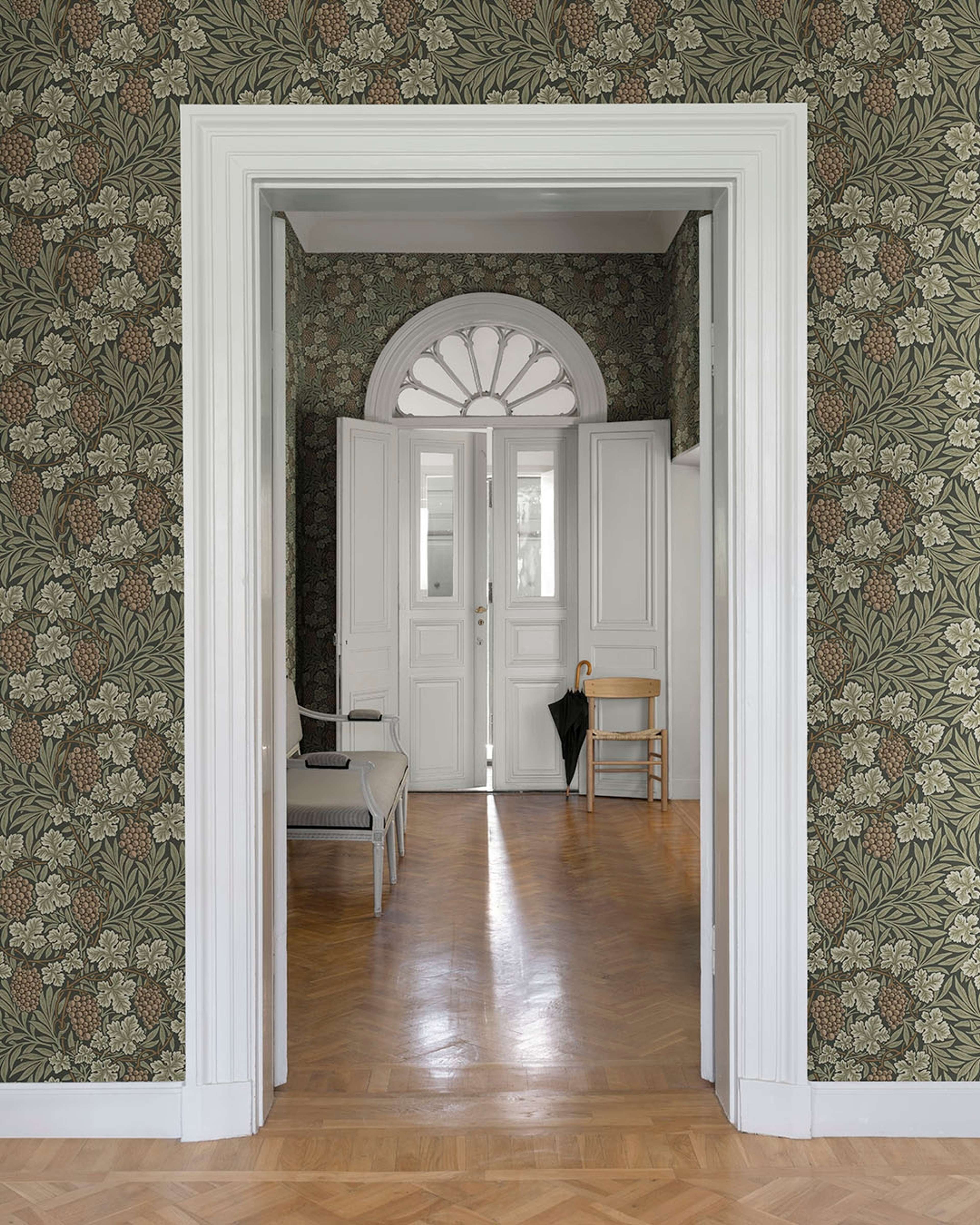 Cray, mörkgrön tapet tapet från Midbec med botaniskt, blommigt mönster i rosa och grön. Från kollektionen Hidden Treasures vol 1. Nonwoven-material med rak passning.​​​​‌﻿‍﻿​‍​‍‌‍﻿﻿‌﻿​‍‌‍‍‌‌‍‌﻿‌‍‍‌‌‍﻿‍​‍​‍​﻿‍‍​‍​‍‌﻿​﻿‌‍​‌‌‍﻿‍‌‍‍‌‌﻿‌​‌﻿‍‌​‍﻿‍‌‍‍‌‌‍﻿﻿​‍​‍​‍﻿​​‍​‍‌‍‍​‌﻿​‍‌‍‌‌‌‍‌‍​‍​‍​﻿‍‍​‍​‍‌‍‍​‌﻿‌​‌﻿‌​‌﻿​​‌﻿​﻿​﻿‍‍​‍﻿﻿​‍﻿﻿‌﻿‌﻿‌﻿‌﻿‌﻿‌﻿​‍﻿‍‌‍​﻿‌‍﻿﻿‌‍﻿​‌‍﻿﻿‌﻿​‍‌‍​‌‌‍﻿‌‌‍​‌​‍﻿‍‌﻿​﻿‌‍‌‌​‍﻿﻿‌﻿​﻿‌﻿‌​‌﻿‌‌‌‍‌​‌‍‍‌‌‍﻿﻿​‍﻿﻿‌‍‍‌‌‍﻿‍‌﻿‌​‌‍‌‌‌‍﻿‍‌﻿‌​​‍﻿﻿‌‍‌‌‌‍‌​‌‍‍‌‌﻿‌​​‍﻿﻿‌‍﻿‌‌‍﻿﻿‌‍‌​‌‍‌‌​﻿﻿‌‌﻿​​‌﻿​‍‌‍‌‌‌﻿​﻿‌‍‌‌‌‍﻿‍‌﻿‌​‌‍​‌‌﻿‌​‌‍‍‌‌‍﻿﻿‌‍﻿‍​﻿‍﻿‌‍‍‌‌‍‌​​﻿﻿‌‌‍‍‌‌‍﻿‌‌‍​‌‌‍‌﻿‌‍‌‌​‍﻿‌​﻿‌‌‌‍​‍‌‍​﻿​﻿‌﻿​﻿‍‌​﻿​‍​﻿​​‌‍​﻿​﻿​﻿​﻿‌‍‌‍‌​‌‍​‍​﻿‌‌​﻿‌‍‌‍‌​​﻿‌﻿​﻿‍​​﻿‍​‌‍‌‍​﻿‌﻿​﻿‍‌‌‍​‍​﻿​‌​﻿​‌​﻿‌﻿​﻿‌﻿​﻿​﻿​﻿‌‌​﻿​‌​﻿​﻿​﻿​​​﻿‍‌​﻿‌﻿​﻿​‍​﻿‌﻿​﻿‍‌‌‍​‌​﻿‌‍​﻿​‍‌‍‌‍​‍﻿‌​﻿​‌​﻿​​​﻿‍​​﻿​​‌﻿‍​​﻿​‌​﻿​﻿​﻿‌‌​﻿​​​‍﻿‌‌‍‍‍‌﻿​​‌‍‌﻿​﻿‍﻿‌﻿‌​‌﻿‍‌‌﻿​​‌‍‌‌​﻿﻿‌‌﻿​﻿‌‍​‌‌‍﻿‍‌‍‍‌‌﻿‌​‌﻿‍‌​‍﻿‍‌‍‍‌‌‍﻿‌‌‍​‌‌‍‌﻿‌‍‌‌‌​​‌‌﻿​﻿‌﻿​﻿‌‍‌‌‌﻿‌​​﻿‍﻿‌﻿​​‌‍​‌‌﻿‌​‌‍‍​​﻿﻿‌‌‍​‌‌‍﻿​‌﻿‌​‌‌‌​‌‍‌‌‌﻿‍​‌﻿‌​​﻿﻿﻿‌‍​‍‌‍​‌‌﻿​﻿‌‍‌‌‌‌‌‌‌﻿​‍‌‍﻿​​﻿﻿‌‌‍‍​‌﻿‌​‌﻿‌​‌﻿​​‌﻿​﻿​‍‌‌​﻿​﻿‌​​‌​‍‌‌​﻿​‍‌​‌‍​‍‌‌​﻿​‍‌​‌‍‌﻿‌﻿‌﻿‌﻿‌﻿‌﻿​‍﻿‍‌‍​﻿‌‍﻿﻿‌‍﻿​‌‍﻿﻿‌﻿​‍‌‍​‌‌‍﻿‌‌‍​‌​‍﻿‍‌﻿​﻿‌‍‌‌​‍‌‌​﻿​‍‌​‌‍‌﻿​﻿‌﻿‌​‌﻿‌‌‌‍‌​‌‍‍‌‌‍﻿﻿​‍‌‍‌‍‍‌‌‍‌​​﻿﻿‌‌‍‍‌‌‍﻿‌‌‍​‌‌‍‌﻿‌‍‌‌​‍﻿‌​﻿‌‌‌‍​‍‌‍​﻿​﻿‌﻿​﻿‍‌​﻿​‍​﻿​​‌‍​﻿​﻿​﻿​﻿‌‍‌‍‌​‌‍​‍​﻿‌‌​﻿‌‍‌‍‌​​﻿‌﻿​﻿‍​​﻿‍​‌‍‌‍​﻿‌﻿​﻿‍‌‌‍​‍​﻿​‌​﻿​‌​﻿‌﻿​﻿‌﻿​﻿​﻿​﻿‌‌​﻿​‌​﻿​﻿​﻿​​​﻿‍‌​﻿‌﻿​﻿​‍​﻿‌﻿​﻿‍‌‌‍​‌​﻿‌‍​﻿​‍‌‍‌‍​‍﻿‌​﻿​‌​﻿​​​﻿‍​​﻿​​‌﻿‍​​﻿​‌​﻿​﻿​﻿‌‌​﻿​​​‍﻿‌‌‍‍‍‌﻿​​‌‍‌﻿​‍‌‍‌﻿‌​‌﻿‍‌‌﻿​​‌‍‌‌​﻿﻿‌‌﻿​﻿‌‍​‌‌‍﻿‍‌‍‍‌‌﻿‌​‌﻿‍‌​‍﻿‍‌‍‍‌‌‍﻿‌‌‍​‌‌‍‌﻿‌‍‌‌‌​​‌‌﻿​﻿‌﻿​﻿‌‍‌‌‌﻿‌​​‍‌‍‌﻿​​‌‍​‌‌﻿‌​‌‍‍​​﻿﻿‌‌‍​‌‌‍﻿​‌﻿‌​‌‌‌​‌‍‌‌‌﻿‍​‌﻿‌​​‍‌‍‌﻿​​‌‍‌‌‌﻿​‍‌﻿​﻿‌﻿​​‌‍‌‌‌‍​﻿‌﻿‌​‌‍‍‌‌﻿‌‍‌‍‌‌​﻿﻿‌‌﻿​​‌﻿‌‌‌‍​‍‌‍﻿​‌‍‍‌‌﻿​﻿‌‍‍​‌‍‌‌‌‍‌​​‍​‍‌﻿﻿‌