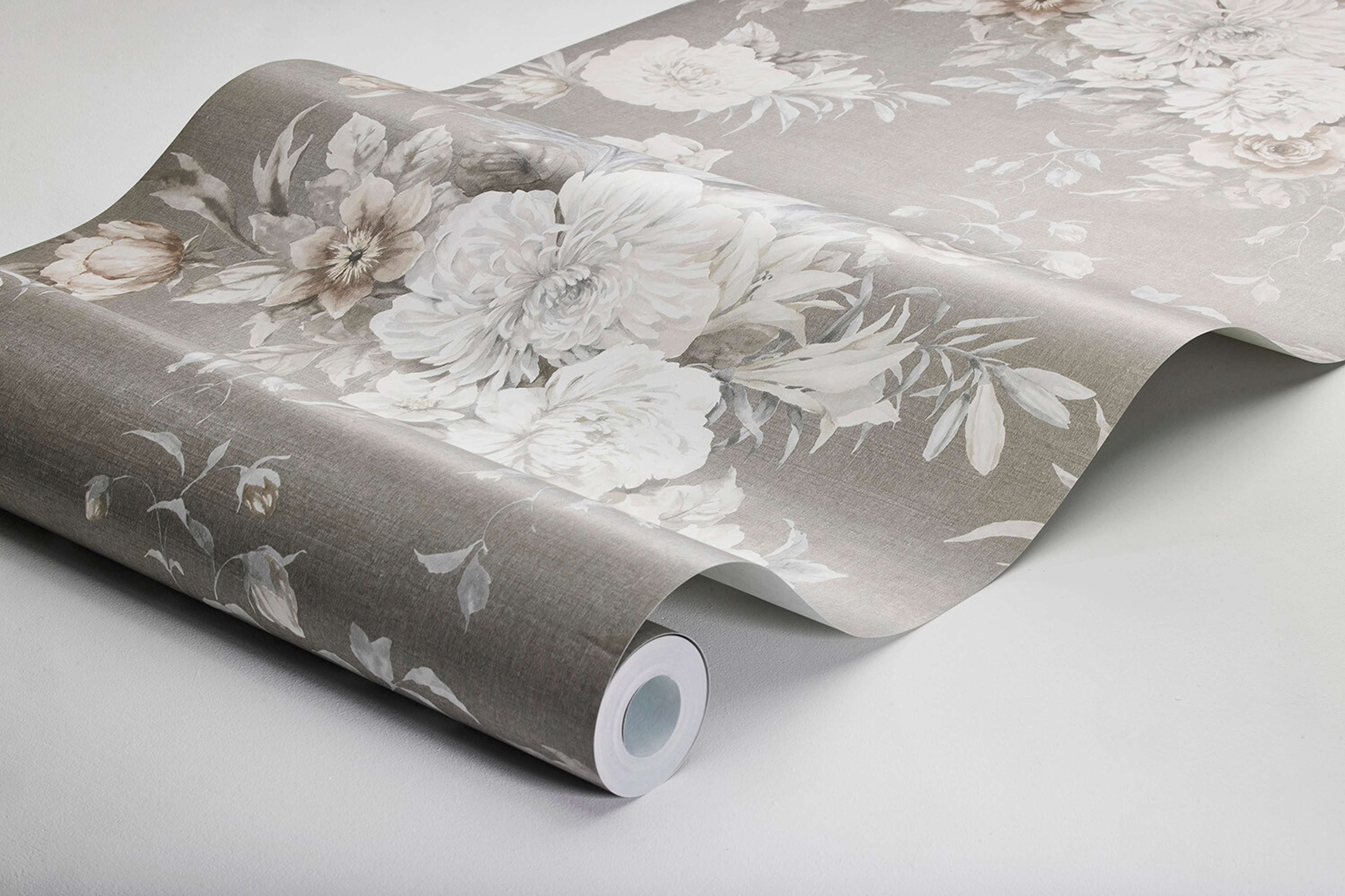 Floral Charm tapet tapet med blommigt mönster i grå. Från kollektionen Dreamy Escape. Nonwoven-material med förskjuten passning. Passar i vardagsrum och matsal.​​​​‌﻿‍﻿​‍​‍‌‍﻿﻿‌﻿​‍‌‍‍‌‌‍‌﻿‌‍‍‌‌‍﻿‍​‍​‍​﻿‍‍​‍​‍‌﻿​﻿‌‍​‌‌‍﻿‍‌‍‍‌‌﻿‌​‌﻿‍‌​‍﻿‍‌‍‍‌‌‍﻿﻿​‍​‍​‍﻿​​‍​‍‌‍‍​‌﻿​‍‌‍‌‌‌‍‌‍​‍​‍​﻿‍‍​‍​‍‌‍‍​‌﻿‌​‌﻿‌​‌﻿​​‌﻿​﻿​﻿‍‍​‍﻿﻿​‍﻿﻿‌﻿‌﻿‌﻿‌﻿‌﻿‌﻿​‍﻿‍‌‍​﻿‌‍﻿﻿‌‍﻿​‌‍﻿﻿‌﻿​‍‌‍​‌‌‍﻿‌‌‍​‌​‍﻿‍‌﻿​﻿‌‍‌‌​‍﻿﻿‌﻿​﻿‌﻿‌​‌﻿‌‌‌‍‌​‌‍‍‌‌‍﻿﻿​‍﻿﻿‌‍‍‌‌‍﻿‍‌﻿‌​‌‍‌‌‌‍﻿‍‌﻿‌​​‍﻿﻿‌‍‌‌‌‍‌​‌‍‍‌‌﻿‌​​‍﻿﻿‌‍﻿‌‌‍﻿﻿‌‍‌​‌‍‌‌​﻿﻿‌‌﻿​​‌﻿​‍‌‍‌‌‌﻿​﻿‌‍‌‌‌‍﻿‍‌﻿‌​‌‍​‌‌﻿‌​‌‍‍‌‌‍﻿﻿‌‍﻿‍​﻿‍﻿‌‍‍‌‌‍‌​​﻿﻿‌‌‍‍‌‌‍﻿‌‌‍​‌‌‍‌﻿‌‍‌‌​‍﻿‌​﻿‌‌‌‍‌‍​﻿​​‌‍‌‍​﻿​﻿​﻿‌​‌‍‌​​﻿‍​‌‍‌‍​﻿​‍‌‍​﻿‌‍‌‍​﻿​‍​﻿‌​​﻿‍​‌‍​‍‌‍​‍‌‍‌‌​﻿​‌​﻿​‍​﻿‍‌​﻿‌‍​﻿​​​﻿‌﻿​﻿‌﻿​﻿​‍​﻿​​​﻿‍​​﻿​‍‌‍‌​​﻿​‌​﻿​‌​﻿‌​​﻿‍‌​﻿​​‌‍‌‌‌‍​﻿‌‍‌‌​﻿‌‌​﻿‍‌​‍﻿‌​﻿​‌​﻿‌‌​﻿​​​﻿​​‌﻿‍​​﻿​‌​﻿​​​﻿​​​﻿​​​‍﻿‌‌‍‍‍‌﻿​​‌‍‌﻿​﻿‍﻿‌﻿‌​‌﻿‍‌‌﻿​​‌‍‌‌​﻿﻿‌‌﻿​﻿‌‍​‌‌‍﻿‍‌‍‍‌‌﻿‌​‌﻿‍‌​‍﻿‍‌‍‍‌‌‍﻿‌‌‍​‌‌‍‌﻿‌‍‌‌‌​​‌‌﻿​﻿‌﻿​﻿‌‍‌‌‌﻿‌​​﻿‍﻿‌﻿​​‌‍​‌‌﻿‌​‌‍‍​​﻿﻿‌‌‍​‌‌‍﻿​‌﻿‌​‌‌‌​‌‍‌‌‌﻿‍​‌﻿‌​​﻿﻿﻿‌‍​‍‌‍​‌‌﻿​﻿‌‍‌‌‌‌‌‌‌﻿​‍‌‍﻿​​﻿﻿‌‌‍‍​‌﻿‌​‌﻿‌​‌﻿​​‌﻿​﻿​‍‌‌​﻿​﻿‌​​‌​‍‌‌​﻿​‍‌​‌‍​‍‌‌​﻿​‍‌​‌‍‌﻿‌﻿‌﻿‌﻿‌﻿‌﻿​‍﻿‍‌‍​﻿‌‍﻿﻿‌‍﻿​‌‍﻿﻿‌﻿​‍‌‍​‌‌‍﻿‌‌‍​‌​‍﻿‍‌﻿​﻿‌‍‌‌​‍‌‌​﻿​‍‌​‌‍‌﻿​﻿‌﻿‌​‌﻿‌‌‌‍‌​‌‍‍‌‌‍﻿﻿​‍‌‍‌‍‍‌‌‍‌​​﻿﻿‌‌‍‍‌‌‍﻿‌‌‍​‌‌‍‌﻿‌‍‌‌​‍﻿‌​﻿‌‌‌‍‌‍​﻿​​‌‍‌‍​﻿​﻿​﻿‌​‌‍‌​​﻿‍​‌‍‌‍​﻿​‍‌‍​﻿‌‍‌‍​﻿​‍​﻿‌​​﻿‍​‌‍​‍‌‍​‍‌‍‌‌​﻿​‌​﻿​‍​﻿‍‌​﻿‌‍​﻿​​​﻿‌﻿​﻿‌﻿​﻿​‍​﻿​​​﻿‍​​﻿​‍‌‍‌​​﻿​‌​﻿​‌​﻿‌​​﻿‍‌​﻿​​‌‍‌‌‌‍​﻿‌‍‌‌​﻿‌‌​﻿‍‌​‍﻿‌​﻿​‌​﻿‌‌​﻿​​​﻿​​‌﻿‍​​﻿​‌​﻿​​​﻿​​​﻿​​​‍﻿‌‌‍‍‍‌﻿​​‌‍‌﻿​‍‌‍‌﻿‌​‌﻿‍‌‌﻿​​‌‍‌‌​﻿﻿‌‌﻿​﻿‌‍​‌‌‍﻿‍‌‍‍‌‌﻿‌​‌﻿‍‌​‍﻿‍‌‍‍‌‌‍﻿‌‌‍​‌‌‍‌﻿‌‍‌‌‌​​‌‌﻿​﻿‌﻿​﻿‌‍‌‌‌﻿‌​​‍‌‍‌﻿​​‌‍​‌‌﻿‌​‌‍‍​​﻿﻿‌‌‍​‌‌‍﻿​‌﻿‌​‌‌‌​‌‍‌‌‌﻿‍​‌﻿‌​​‍‌‍‌﻿​​‌‍‌‌‌﻿​‍‌﻿​﻿‌﻿​​‌‍‌‌‌‍​﻿‌﻿‌​‌‍‍‌‌﻿‌‍‌‍‌‌​﻿﻿‌‌﻿​​‌﻿‌‌‌‍​‍‌‍﻿​‌‍‍‌‌﻿​﻿‌‍‍​‌‍‌‌‌‍‌​​‍​‍‌﻿﻿‌