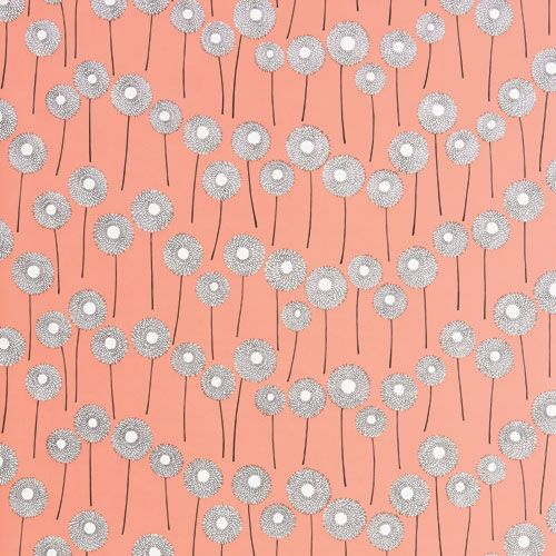 Meadow Honeysuckle tapet från Midbec med blommigt mönster i orange. Från kollektionen Pioneer. Nonwoven-material med förskjuten passning.