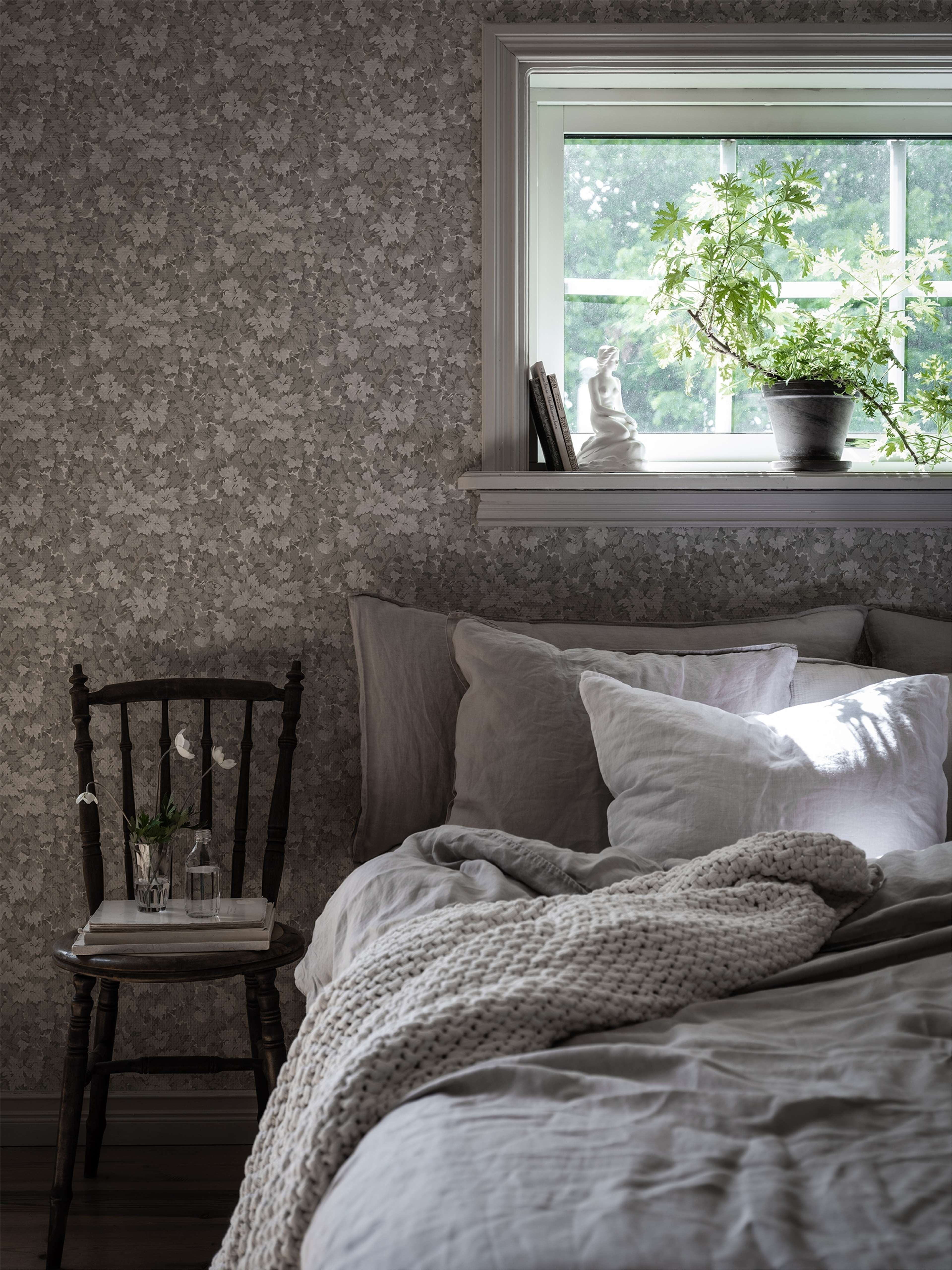 Lilla Dockekulla Grå tapet med botaniskt mönster i grå. Från kollektionen Gammalsvenska klassiker 1850–1950. Nonwoven-material med rak passning.​​​​‌﻿‍﻿​‍​‍‌‍﻿﻿‌﻿​‍‌‍‍‌‌‍‌﻿‌‍‍‌‌‍﻿‍​‍​‍​﻿‍‍​‍​‍‌﻿​﻿‌‍​‌‌‍﻿‍‌‍‍‌‌﻿‌​‌﻿‍‌​‍﻿‍‌‍‍‌‌‍﻿﻿​‍​‍​‍﻿​​‍​‍‌‍‍​‌﻿​‍‌‍‌‌‌‍‌‍​‍​‍​﻿‍‍​‍​‍‌‍‍​‌﻿‌​‌﻿‌​‌﻿​​‌﻿​﻿​﻿‍‍​‍﻿﻿​‍﻿﻿‌﻿‌﻿‌﻿‌﻿‌﻿‌﻿​‍﻿‍‌‍​﻿‌‍﻿﻿‌‍﻿​‌‍﻿﻿‌﻿​‍‌‍​‌‌‍﻿‌‌‍​‌​‍﻿‍‌﻿​﻿‌‍‌‌​‍﻿﻿‌﻿​﻿‌﻿‌​‌﻿‌‌‌‍‌​‌‍‍‌‌‍﻿﻿​‍﻿﻿‌‍‍‌‌‍﻿‍‌﻿‌​‌‍‌‌‌‍﻿‍‌﻿‌​​‍﻿﻿‌‍‌‌‌‍‌​‌‍‍‌‌﻿‌​​‍﻿﻿‌‍﻿‌‌‍﻿﻿‌‍‌​‌‍‌‌​﻿﻿‌‌﻿​​‌﻿​‍‌‍‌‌‌﻿​﻿‌‍‌‌‌‍﻿‍‌﻿‌​‌‍​‌‌﻿‌​‌‍‍‌‌‍﻿﻿‌‍﻿‍​﻿‍﻿‌‍‍‌‌‍‌​​﻿﻿‌‌‍‍‌‌‍﻿‌‌‍​‌‌‍‌﻿‌‍‌‌​‍﻿‌​﻿‌‍​﻿‌​​﻿​‌​﻿​‌​﻿‌‍​﻿​​​﻿‌‍​﻿‍‌​﻿‌​​﻿‌‍​﻿‌‌​﻿​​​﻿‌﻿‌‍​‍​﻿‌‌​﻿‌‌​﻿‍‌​﻿​​‌‍​‌​﻿‌﻿​﻿‌‍‌‍​‍‌‍‌‌​﻿‌‌‌‍​‍​﻿​‍‌‍​‌​﻿‌​​﻿‍‌​﻿‍​​﻿‍​​﻿‌‍​﻿‌​​﻿​‍‌‍​‌‌‍‌​​﻿‌‍​﻿​‌‌‍‌​​﻿​​​‍﻿‌​﻿​‌​﻿‌﻿​﻿​﻿​﻿​﻿‌﻿‍​​﻿​‍​﻿​﻿​﻿​‌​﻿​‌​‍﻿‌‌‍‍‍‌﻿​​‌‍‌﻿​﻿‍﻿‌﻿‌​‌﻿‍‌‌﻿​​‌‍‌‌​﻿﻿‌‌﻿​﻿‌‍​‌‌‍﻿‍‌‍‍‌‌﻿‌​‌﻿‍‌​‍﻿‍‌‍‍‌‌‍﻿‌‌‍​‌‌‍‌﻿‌‍‌‌‌​​‌‌﻿​﻿‌﻿​﻿‌‍‌‌‌﻿‌​​﻿‍﻿‌﻿​​‌‍​‌‌﻿‌​‌‍‍​​﻿﻿‌‌‍​‌‌‍﻿​‌﻿‌​‌‌‌​‌‍‌‌‌﻿‍​‌﻿‌​​﻿﻿﻿‌‍​‍‌‍​‌‌﻿​﻿‌‍‌‌‌‌‌‌‌﻿​‍‌‍﻿​​﻿﻿‌‌‍‍​‌﻿‌​‌﻿‌​‌﻿​​‌﻿​﻿​‍‌‌​﻿​﻿‌​​‌​‍‌‌​﻿​‍‌​‌‍​‍‌‌​﻿​‍‌​‌‍‌﻿‌﻿‌﻿‌﻿‌﻿‌﻿​‍﻿‍‌‍​﻿‌‍﻿﻿‌‍﻿​‌‍﻿﻿‌﻿​‍‌‍​‌‌‍﻿‌‌‍​‌​‍﻿‍‌﻿​﻿‌‍‌‌​‍‌‌​﻿​‍‌​‌‍‌﻿​﻿‌﻿‌​‌﻿‌‌‌‍‌​‌‍‍‌‌‍﻿﻿​‍‌‍‌‍‍‌‌‍‌​​﻿﻿‌‌‍‍‌‌‍﻿‌‌‍​‌‌‍‌﻿‌‍‌‌​‍﻿‌​﻿‌‍​﻿‌​​﻿​‌​﻿​‌​﻿‌‍​﻿​​​﻿‌‍​﻿‍‌​﻿‌​​﻿‌‍​﻿‌‌​﻿​​​﻿‌﻿‌‍​‍​﻿‌‌​﻿‌‌​﻿‍‌​﻿​​‌‍​‌​﻿‌﻿​﻿‌‍‌‍​‍‌‍‌‌​﻿‌‌‌‍​‍​﻿​‍‌‍​‌​﻿‌​​﻿‍‌​﻿‍​​﻿‍​​﻿‌‍​﻿‌​​﻿​‍‌‍​‌‌‍‌​​﻿‌‍​﻿​‌‌‍‌​​﻿​​​‍﻿‌​﻿​‌​﻿‌﻿​﻿​﻿​﻿​﻿‌﻿‍​​﻿​‍​﻿​﻿​﻿​‌​﻿​‌​‍﻿‌‌‍‍‍‌﻿​​‌‍‌﻿​‍‌‍‌﻿‌​‌﻿‍‌‌﻿​​‌‍‌‌​﻿﻿‌‌﻿​﻿‌‍​‌‌‍﻿‍‌‍‍‌‌﻿‌​‌﻿‍‌​‍﻿‍‌‍‍‌‌‍﻿‌‌‍​‌‌‍‌﻿‌‍‌‌‌​​‌‌﻿​﻿‌﻿​﻿‌‍‌‌‌﻿‌​​‍‌‍‌﻿​​‌‍​‌‌﻿‌​‌‍‍​​﻿﻿‌‌‍​‌‌‍﻿​‌﻿‌​‌‌‌​‌‍‌‌‌﻿‍​‌﻿‌​​‍‌‍‌﻿​​‌‍‌‌‌﻿​‍‌﻿​﻿‌﻿​​‌‍‌‌‌‍​﻿‌﻿‌​‌‍‍‌‌﻿‌‍‌‍‌‌​﻿﻿‌‌﻿​​‌﻿‌‌‌‍​‍‌‍﻿​‌‍‍‌‌﻿​﻿‌‍‍​‌‍‌‌‌‍‌​​‍​‍‌﻿﻿‌