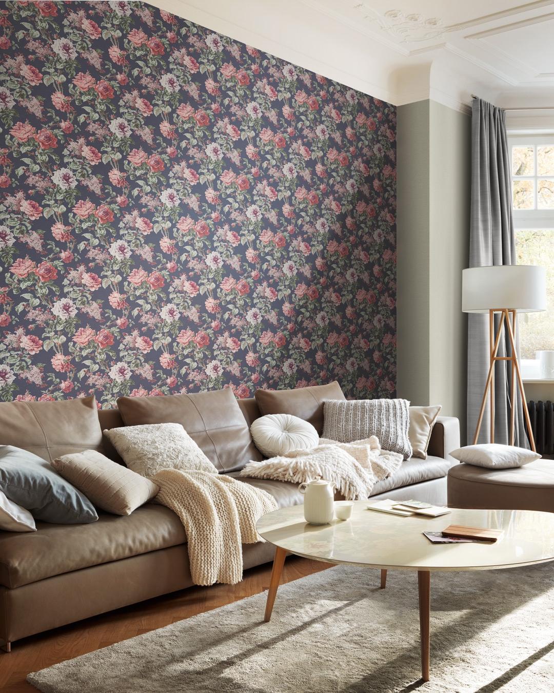 Indra 295527 tapet enfärgad i grön. Från kollektionen Indra. Nonwoven-material. Passar i vardagsrum och matsal.