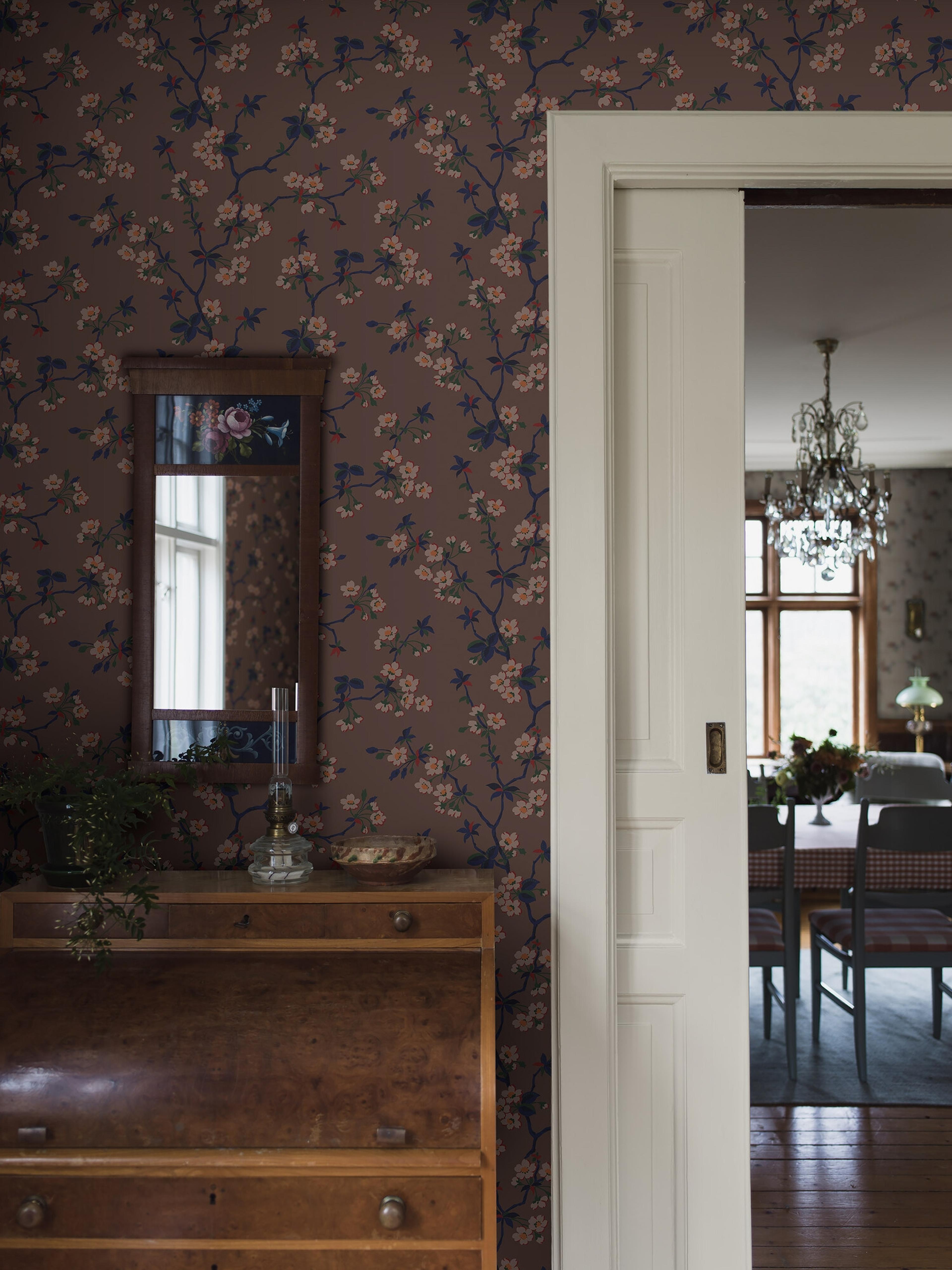 Trädgårdsstaden tapet med blommigt mönster i brun. Från kollektionen Alla Tiders Hus. Nonwoven-material med förskjuten passning. Passar i vardagsrum, matsal och kök.​​​​‌﻿‍﻿​‍​‍‌‍﻿﻿‌﻿​‍‌‍‍‌‌‍‌﻿‌‍‍‌‌‍﻿‍​‍​‍​﻿‍‍​‍​‍‌﻿​﻿‌‍​‌‌‍﻿‍‌‍‍‌‌﻿‌​‌﻿‍‌​‍﻿‍‌‍‍‌‌‍﻿﻿​‍​‍​‍﻿​​‍​‍‌‍‍​‌﻿​‍‌‍‌‌‌‍‌‍​‍​‍​﻿‍‍​‍​‍‌‍‍​‌﻿‌​‌﻿‌​‌﻿​​‌﻿​﻿​﻿‍‍​‍﻿﻿​‍﻿﻿‌﻿‌﻿‌﻿‌﻿‌﻿‌﻿​‍﻿‍‌‍​﻿‌‍﻿﻿‌‍﻿​‌‍﻿﻿‌﻿​‍‌‍​‌‌‍﻿‌‌‍​‌​‍﻿‍‌﻿​﻿‌‍‌‌​‍﻿﻿‌﻿​﻿‌﻿‌​‌﻿‌‌‌‍‌​‌‍‍‌‌‍﻿﻿​‍﻿﻿‌‍‍‌‌‍﻿‍‌﻿‌​‌‍‌‌‌‍﻿‍‌﻿‌​​‍﻿﻿‌‍‌‌‌‍‌​‌‍‍‌‌﻿‌​​‍﻿﻿‌‍﻿‌‌‍﻿﻿‌‍‌​‌‍‌‌​﻿﻿‌‌﻿​​‌﻿​‍‌‍‌‌‌﻿​﻿‌‍‌‌‌‍﻿‍‌﻿‌​‌‍​‌‌﻿‌​‌‍‍‌‌‍﻿﻿‌‍﻿‍​﻿‍﻿‌‍‍‌‌‍‌​​﻿﻿‌‌‍‍‌‌‍﻿‌‌‍​‌‌‍‌﻿‌‍‌‌​‍﻿‌​﻿‌‍​﻿‌‍‌‍​﻿​﻿‌‍​﻿‌‌‌‍​‌​﻿‌​​﻿​﻿​﻿‌﻿​﻿‌﻿​﻿​​‌‍‌​‌‍​‍‌‍​﻿‌‍‌​​﻿‍​‌‍​﻿​﻿‍‌​﻿‌‍​﻿‍​​﻿‌​​﻿​​​﻿‌‌​﻿‍‌‌‍​‌‌‍​‌​﻿‌‍​﻿‌‌​﻿​﻿‌‍​‍​﻿‌﻿‌‍​‍‌‍‌‍​﻿​​​﻿‌‍​﻿‌﻿​﻿​‍​﻿‍‌‌‍‌‌​﻿‌‍​‍﻿‌​﻿​‌​﻿‌‌​﻿​​​﻿​​‌﻿‍​​﻿​‍​﻿​​​﻿​​​﻿​​​‍﻿‌‌‍‍‍‌﻿​​‌‍‌﻿​﻿‍﻿‌﻿‌​‌﻿‍‌‌﻿​​‌‍‌‌​﻿﻿‌‌﻿​﻿‌‍​‌‌‍﻿‍‌‍‍‌‌﻿‌​‌﻿‍‌​‍﻿‍‌‍‍‌‌‍﻿‌‌‍​‌‌‍‌﻿‌‍‌‌‌​​‌‌﻿​﻿‌﻿​﻿‌‍‌‌‌﻿‌​​﻿‍﻿‌﻿​​‌‍​‌‌﻿‌​‌‍‍​​﻿﻿‌‌‍​‌‌‍﻿​‌﻿‌​‌‌‌​‌‍‌‌‌﻿‍​‌﻿‌​​﻿﻿﻿‌‍​‍‌‍​‌‌﻿​﻿‌‍‌‌‌‌‌‌‌﻿​‍‌‍﻿​​﻿﻿‌‌‍‍​‌﻿‌​‌﻿‌​‌﻿​​‌﻿​﻿​‍‌‌​﻿​﻿‌​​‌​‍‌‌​﻿​‍‌​‌‍​‍‌‌​﻿​‍‌​‌‍‌﻿‌﻿‌﻿‌﻿‌﻿‌﻿​‍﻿‍‌‍​﻿‌‍﻿﻿‌‍﻿​‌‍﻿﻿‌﻿​‍‌‍​‌‌‍﻿‌‌‍​‌​‍﻿‍‌﻿​﻿‌‍‌‌​‍‌‌​﻿​‍‌​‌‍‌﻿​﻿‌﻿‌​‌﻿‌‌‌‍‌​‌‍‍‌‌‍﻿﻿​‍‌‍‌‍‍‌‌‍‌​​﻿﻿‌‌‍‍‌‌‍﻿‌‌‍​‌‌‍‌﻿‌‍‌‌​‍﻿‌​﻿‌‍​﻿‌‍‌‍​﻿​﻿‌‍​﻿‌‌‌‍​‌​﻿‌​​﻿​﻿​﻿‌﻿​﻿‌﻿​﻿​​‌‍‌​‌‍​‍‌‍​﻿‌‍‌​​﻿‍​‌‍​﻿​﻿‍‌​﻿‌‍​﻿‍​​﻿‌​​﻿​​​﻿‌‌​﻿‍‌‌‍​‌‌‍​‌​﻿‌‍​﻿‌‌​﻿​﻿‌‍​‍​﻿‌﻿‌‍​‍‌‍‌‍​﻿​​​﻿‌‍​﻿‌﻿​﻿​‍​﻿‍‌‌‍‌‌​﻿‌‍​‍﻿‌​﻿​‌​﻿‌‌​﻿​​​﻿​​‌﻿‍​​﻿​‍​﻿​​​﻿​​​﻿​​​‍﻿‌‌‍‍‍‌﻿​​‌‍‌﻿​‍‌‍‌﻿‌​‌﻿‍‌‌﻿​​‌‍‌‌​﻿﻿‌‌﻿​﻿‌‍​‌‌‍﻿‍‌‍‍‌‌﻿‌​‌﻿‍‌​‍﻿‍‌‍‍‌‌‍﻿‌‌‍​‌‌‍‌﻿‌‍‌‌‌​​‌‌﻿​﻿‌﻿​﻿‌‍‌‌‌﻿‌​​‍‌‍‌﻿​​‌‍​‌‌﻿‌​‌‍‍​​﻿﻿‌‌‍​‌‌‍﻿​‌﻿‌​‌‌‌​‌‍‌‌‌﻿‍​‌﻿‌​​‍‌‍‌﻿​​‌‍‌‌‌﻿​‍‌﻿​﻿‌﻿​​‌‍‌‌‌‍​﻿‌﻿‌​‌‍‍‌‌﻿‌‍‌‍‌‌​﻿﻿‌‌﻿​​‌﻿‌‌‌‍​‍‌‍﻿​‌‍‍‌‌﻿​﻿‌‍‍​‌‍‌‌‌‍‌​​‍​‍‌﻿﻿‌