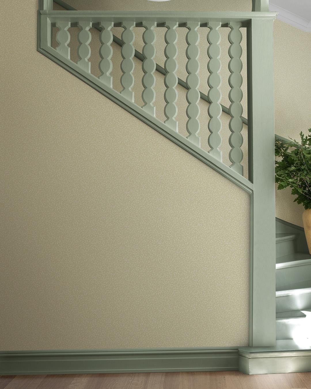 Adam, ljusgrön tapet tapet med botaniskt mönster i grön. Från kollektionen Långenäs. Nonwoven-material med förskjuten passning.