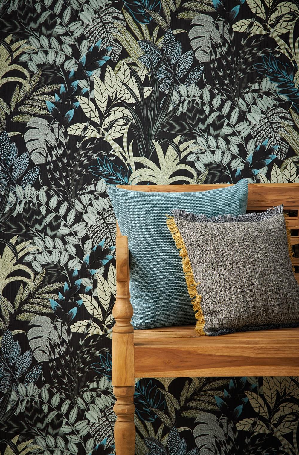 Nala - Cape Town strukturtapet i blå tapet med grafiskt mönster i blå. Från kollektionen metropolitan stories 2. Nonwoven-material med förskjuten passning. Passar i vardagsrum och matsal.