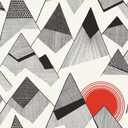 Mountains Sunset tapet från Midbec med grafiskt, retro mönster i vit. Från kollektionen Kinfolk. Nonwoven-material med förskjuten passning.