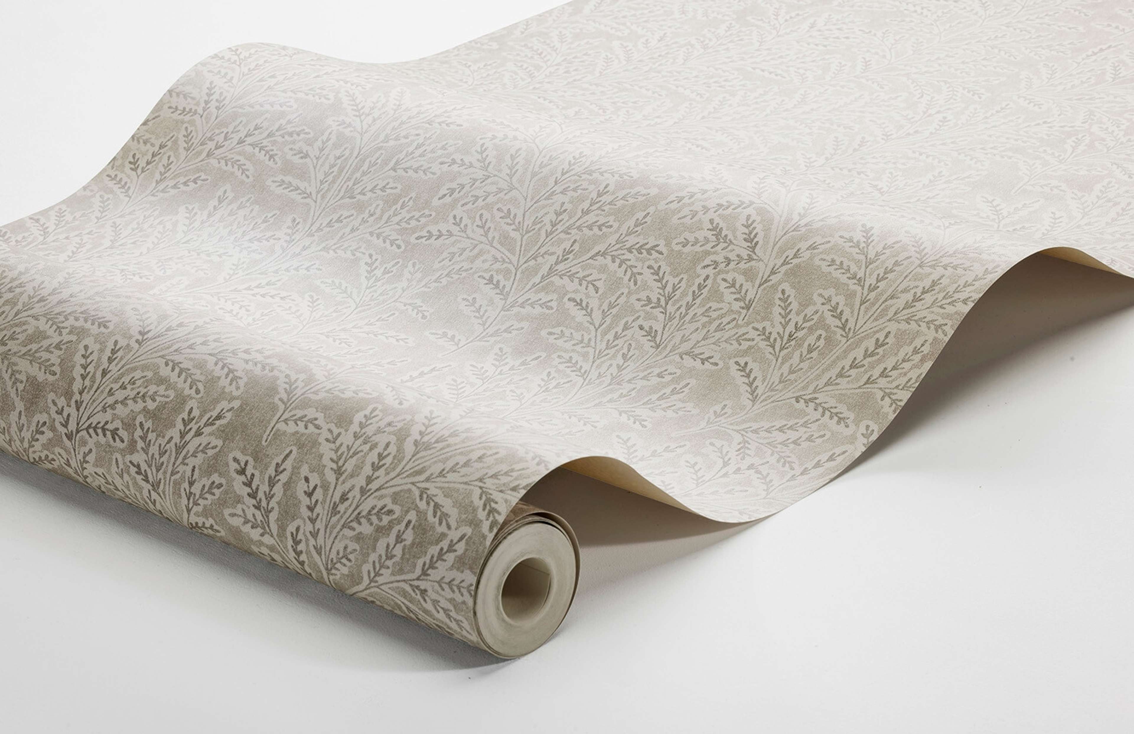 Molly´s Meadow dämpade beige toner tapet med botaniskt mönster i beige. Från kollektionen Cottage Garden. Nonwoven-material med förskjuten passning. Passar i vardagsrum, matsal och hall.​​​​‌﻿‍﻿​‍​‍‌‍﻿﻿‌﻿​‍‌‍‍‌‌‍‌﻿‌‍‍‌‌‍﻿‍​‍​‍​﻿‍‍​‍​‍‌﻿​﻿‌‍​‌‌‍﻿‍‌‍‍‌‌﻿‌​‌﻿‍‌​‍﻿‍‌‍‍‌‌‍﻿﻿​‍​‍​‍﻿​​‍​‍‌‍‍​‌﻿​‍‌‍‌‌‌‍‌‍​‍​‍​﻿‍‍​‍​‍‌‍‍​‌﻿‌​‌﻿‌​‌﻿​​‌﻿​﻿​﻿‍‍​‍﻿﻿​‍﻿﻿‌﻿‌﻿‌﻿‌﻿‌﻿‌﻿​‍﻿‍‌‍​﻿‌‍﻿﻿‌‍﻿​‌‍﻿﻿‌﻿​‍‌‍​‌‌‍﻿‌‌‍​‌​‍﻿‍‌﻿​﻿‌‍‌‌​‍﻿﻿‌﻿​﻿‌﻿‌​‌﻿‌‌‌‍‌​‌‍‍‌‌‍﻿﻿​‍﻿﻿‌‍‍‌‌‍﻿‍‌﻿‌​‌‍‌‌‌‍﻿‍‌﻿‌​​‍﻿﻿‌‍‌‌‌‍‌​‌‍‍‌‌﻿‌​​‍﻿﻿‌‍﻿‌‌‍﻿﻿‌‍‌​‌‍‌‌​﻿﻿‌‌﻿​​‌﻿​‍‌‍‌‌‌﻿​﻿‌‍‌‌‌‍﻿‍‌﻿‌​‌‍​‌‌﻿‌​‌‍‍‌‌‍﻿﻿‌‍﻿‍​﻿‍﻿‌‍‍‌‌‍‌​​﻿﻿‌‌‍‍‌‌‍﻿‌‌‍​‌‌‍‌﻿‌‍‌‌​‍﻿‌​﻿‌‍​﻿‍​‌‍​‌​﻿‌﻿​﻿‍‌​﻿‌‍‌‍​﻿​﻿​​‌‍‌​​﻿‍‌‌‍​‌​﻿‌‍​﻿​‍​﻿‌‌‌‍‌​‌‍‌‌​﻿​‍‌‍‌​​﻿​﻿‌‍‌‌​﻿‌﻿‌‍‌‍‌‍‌‌​﻿​​‌‍‌‍‌‍‌‌‌‍​﻿‌‍‌​​﻿​﻿​﻿​﻿​﻿‌‌‌‍​﻿‌‍​‌‌‍​‌‌‍‌‌​﻿‌‌​﻿​​‌‍‌‌‌‍​‍​﻿‌‌​‍﻿‌​﻿​‌​﻿‌‌​﻿​​​﻿​​‌﻿‍​​﻿‍‌​﻿‌﻿​﻿​‍​‍﻿‌‌‍‍‍‌﻿​​‌‍‌﻿​﻿‍﻿‌﻿‌​‌﻿‍‌‌﻿​​‌‍‌‌​﻿﻿‌‌﻿​﻿‌‍​‌‌‍﻿‍‌‍‍‌‌﻿‌​‌﻿‍‌​‍﻿‍‌‍‍‌‌‍﻿‌‌‍​‌‌‍‌﻿‌‍‌‌‌​​‌‌﻿​﻿‌﻿​﻿‌‍‌‌‌﻿‌​​﻿‍﻿‌﻿​​‌‍​‌‌﻿‌​‌‍‍​​﻿﻿‌‌‍​‌‌‍﻿​‌﻿‌​‌‌‌​‌‍‌‌‌﻿‍​‌﻿‌​​﻿﻿﻿‌‍​‍‌‍​‌‌﻿​﻿‌‍‌‌‌‌‌‌‌﻿​‍‌‍﻿​​﻿﻿‌‌‍‍​‌﻿‌​‌﻿‌​‌﻿​​‌﻿​﻿​‍‌‌​﻿​﻿‌​​‌​‍‌‌​﻿​‍‌​‌‍​‍‌‌​﻿​‍‌​‌‍‌﻿‌﻿‌﻿‌﻿‌﻿‌﻿​‍﻿‍‌‍​﻿‌‍﻿﻿‌‍﻿​‌‍﻿﻿‌﻿​‍‌‍​‌‌‍﻿‌‌‍​‌​‍﻿‍‌﻿​﻿‌‍‌‌​‍‌‌​﻿​‍‌​‌‍‌﻿​﻿‌﻿‌​‌﻿‌‌‌‍‌​‌‍‍‌‌‍﻿﻿​‍‌‍‌‍‍‌‌‍‌​​﻿﻿‌‌‍‍‌‌‍﻿‌‌‍​‌‌‍‌﻿‌‍‌‌​‍﻿‌​﻿‌‍​﻿‍​‌‍​‌​﻿‌﻿​﻿‍‌​﻿‌‍‌‍​﻿​﻿​​‌‍‌​​﻿‍‌‌‍​‌​﻿‌‍​﻿​‍​﻿‌‌‌‍‌​‌‍‌‌​﻿​‍‌‍‌​​﻿​﻿‌‍‌‌​﻿‌﻿‌‍‌‍‌‍‌‌​﻿​​‌‍‌‍‌‍‌‌‌‍​﻿‌‍‌​​﻿​﻿​﻿​﻿​﻿‌‌‌‍​﻿‌‍​‌‌‍​‌‌‍‌‌​﻿‌‌​﻿​​‌‍‌‌‌‍​‍​﻿‌‌​‍﻿‌​﻿​‌​﻿‌‌​﻿​​​﻿​​‌﻿‍​​﻿‍‌​﻿‌﻿​﻿​‍​‍﻿‌‌‍‍‍‌﻿​​‌‍‌﻿​‍‌‍‌﻿‌​‌﻿‍‌‌﻿​​‌‍‌‌​﻿﻿‌‌﻿​﻿‌‍​‌‌‍﻿‍‌‍‍‌‌﻿‌​‌﻿‍‌​‍﻿‍‌‍‍‌‌‍﻿‌‌‍​‌‌‍‌﻿‌‍‌‌‌​​‌‌﻿​﻿‌﻿​﻿‌‍‌‌‌﻿‌​​‍‌‍‌﻿​​‌‍​‌‌﻿‌​‌‍‍​​﻿﻿‌‌‍​‌‌‍﻿​‌﻿‌​‌‌‌​‌‍‌‌‌﻿‍​‌﻿‌​​‍‌‍‌﻿​​‌‍‌‌‌﻿​‍‌﻿​﻿‌﻿​​‌‍‌‌‌‍​﻿‌﻿‌​‌‍‍‌‌﻿‌‍‌‍‌‌​﻿﻿‌‌﻿​​‌﻿‌‌‌‍​‍‌‍﻿​‌‍‍‌‌﻿​﻿‌‍‍​‌‍‌‌‌‍‌​​‍​‍‌﻿﻿‌