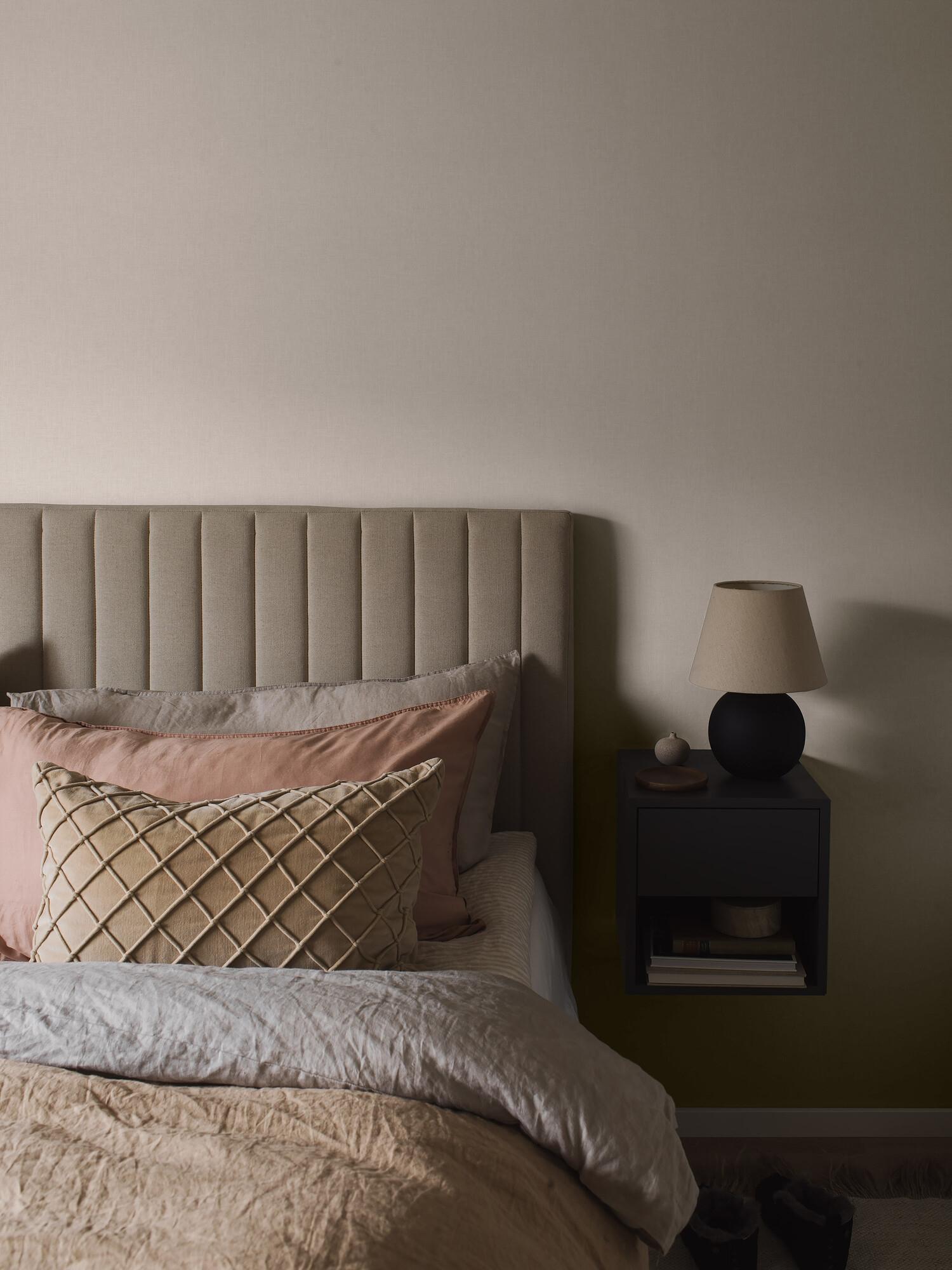 Vega 38713, tapet tapet enfärgad i cream. Från kollektionen Borosan Bas. Nonwoven-material.