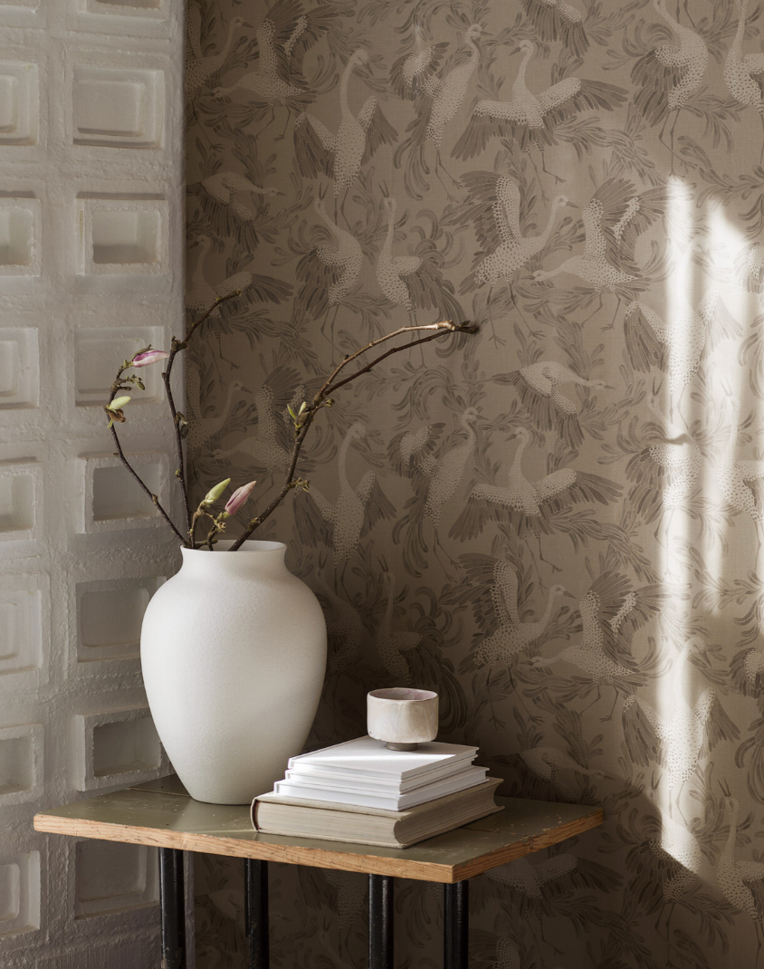 Dancing Crane tapeter från Boråstapeter beige