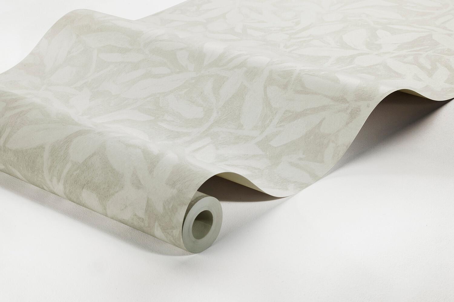 Skogsparken tapet med botaniskt mönster i beige. Från kollektionen Alla Tiders Hus. Nonwoven-material med förskjuten passning. Passar i vardagsrum, matsal och kök.