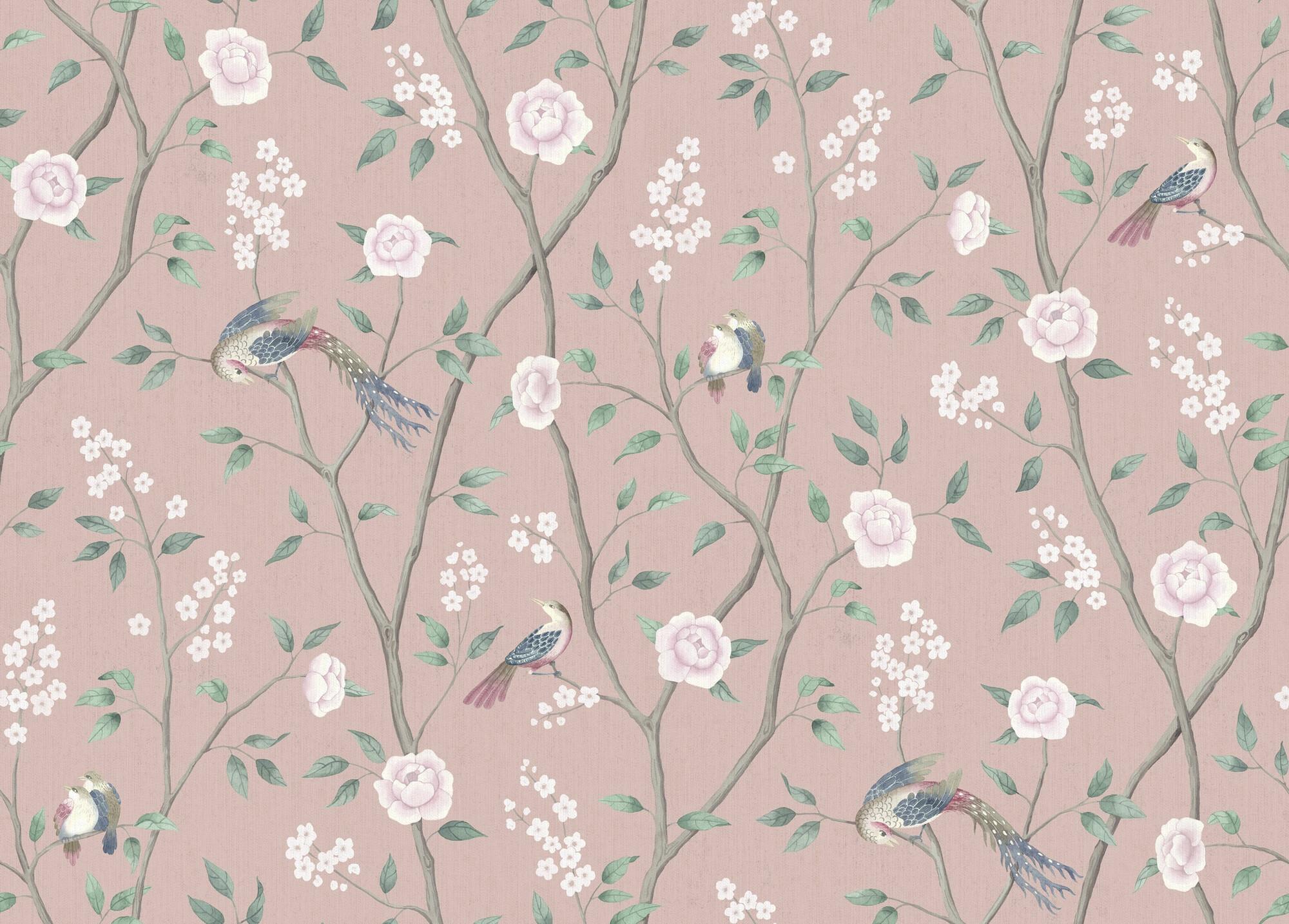 Paradise Birds tapet tapet från Boråstapeter med djur, blommigt mönster i rosa. Från kollektionen Dreamy Escape. Nonwoven-material med förskjuten passning. Lyx-stil. Passar i vardagsrum och matsal.