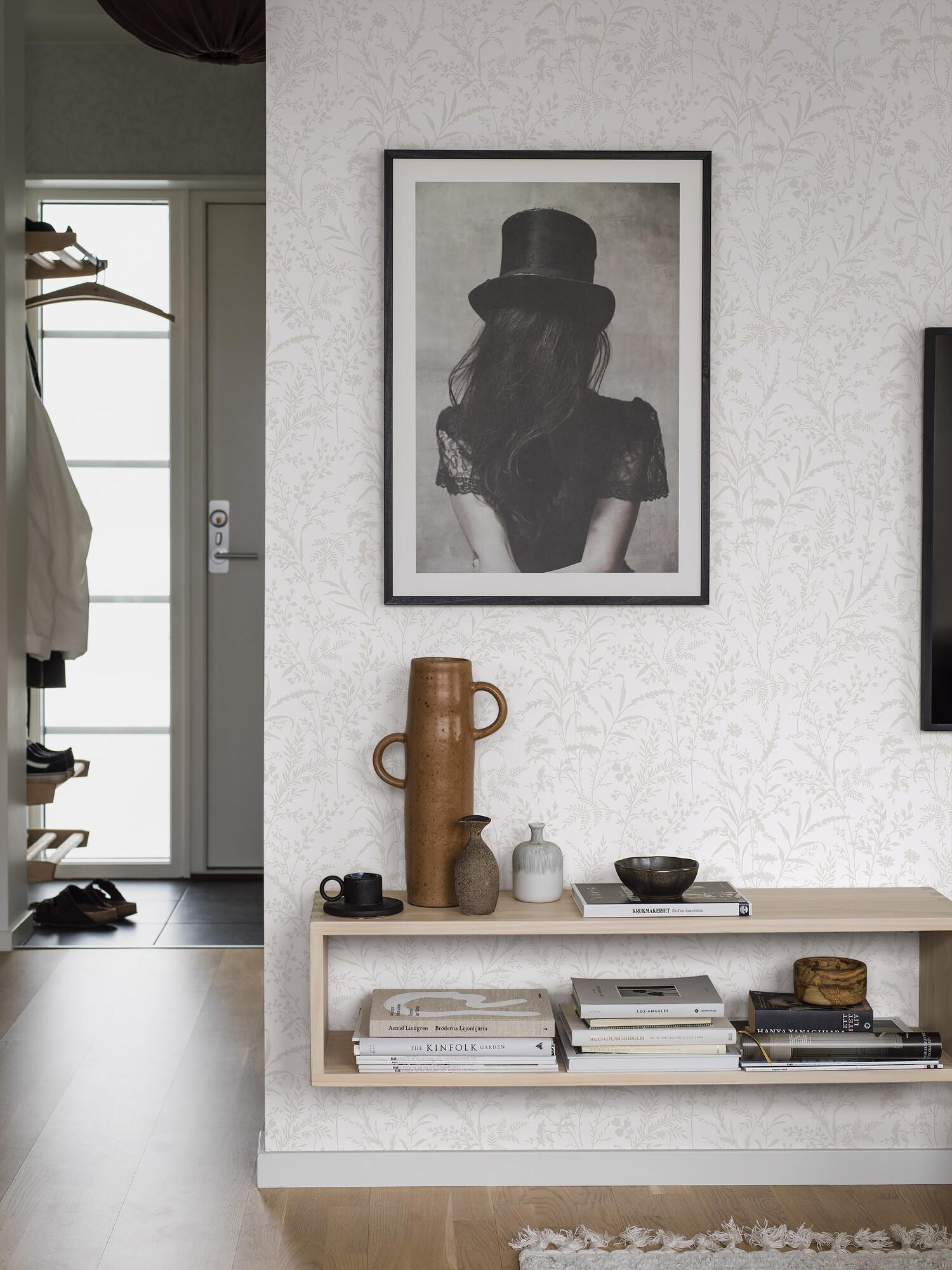 Florian 38746, tapet tapet med botaniskt mönster i vit. Från kollektionen Borosan Hem. Nonwoven-material med rak passning.