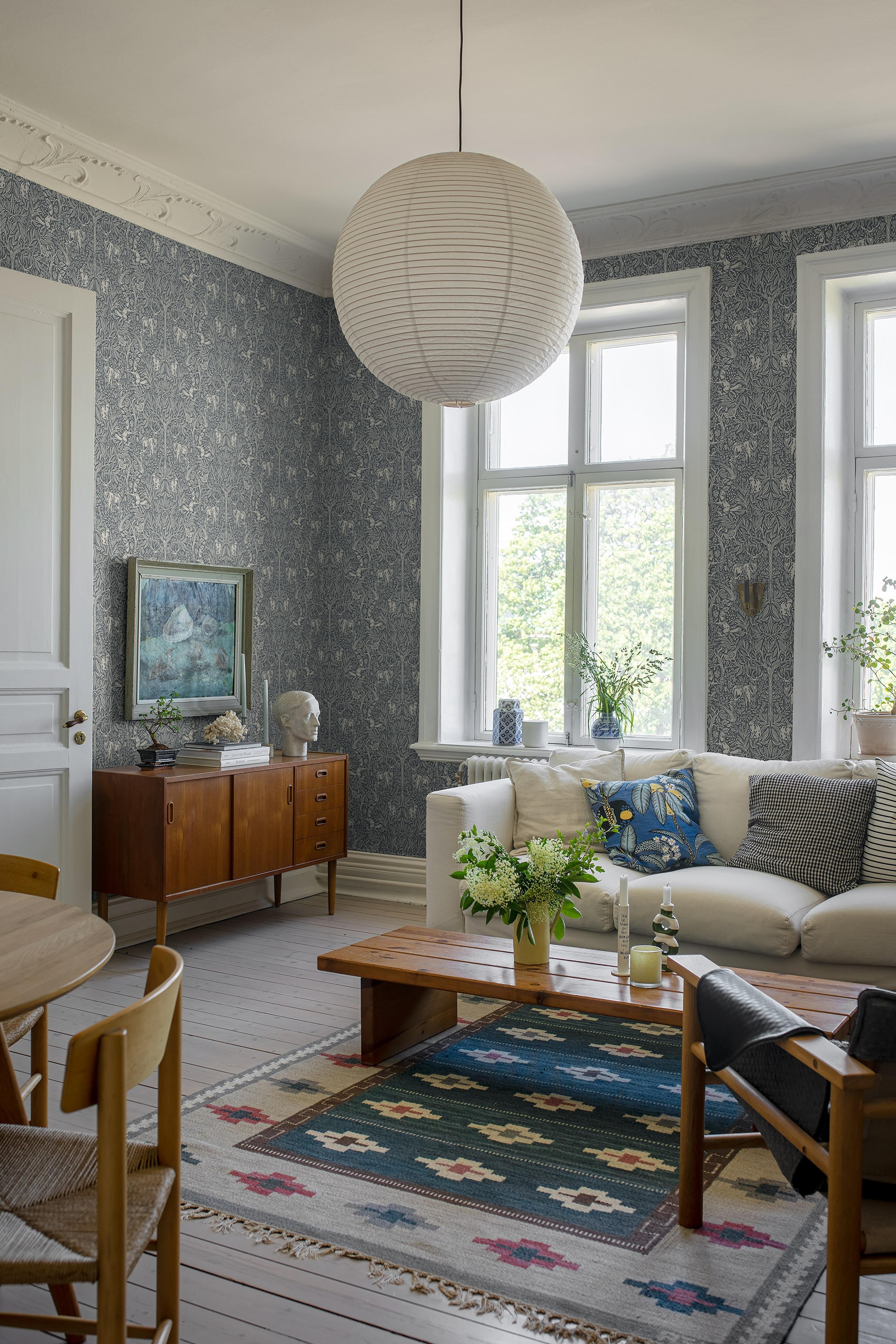 Under the Elder Tree tapet med djur, botaniskt mönster i blå. Från kollektionen New Heritage. Nonwoven-material med förskjuten passning. Vintage-stil.​​​​‌﻿‍﻿​‍​‍‌‍﻿﻿‌﻿​‍‌‍‍‌‌‍‌﻿‌‍‍‌‌‍﻿‍​‍​‍​﻿‍‍​‍​‍‌﻿​﻿‌‍​‌‌‍﻿‍‌‍‍‌‌﻿‌​‌﻿‍‌​‍﻿‍‌‍‍‌‌‍﻿﻿​‍​‍​‍﻿​​‍​‍‌‍‍​‌﻿​‍‌‍‌‌‌‍‌‍​‍​‍​﻿‍‍​‍​‍‌‍‍​‌﻿‌​‌﻿‌​‌﻿​​‌﻿​﻿​﻿‍‍​‍﻿﻿​‍﻿﻿‌﻿‌﻿‌﻿‌﻿‌﻿‌﻿​‍﻿‍‌‍​﻿‌‍﻿﻿‌‍﻿​‌‍﻿﻿‌﻿​‍‌‍​‌‌‍﻿‌‌‍​‌​‍﻿‍‌﻿​﻿‌‍‌‌​‍﻿﻿‌﻿​﻿‌﻿‌​‌﻿‌‌‌‍‌​‌‍‍‌‌‍﻿﻿​‍﻿﻿‌‍‍‌‌‍﻿‍‌﻿‌​‌‍‌‌‌‍﻿‍‌﻿‌​​‍﻿﻿‌‍‌‌‌‍‌​‌‍‍‌‌﻿‌​​‍﻿﻿‌‍﻿‌‌‍﻿﻿‌‍‌​‌‍‌‌​﻿﻿‌‌﻿​​‌﻿​‍‌‍‌‌‌﻿​﻿‌‍‌‌‌‍﻿‍‌﻿‌​‌‍​‌‌﻿‌​‌‍‍‌‌‍﻿﻿‌‍﻿‍​﻿‍﻿‌‍‍‌‌‍‌​​﻿﻿‌‌‍‍‌‌‍﻿‌‌‍​‌‌‍‌﻿‌‍‌‌​‍﻿‌​﻿‌‍‌‍‌‍​﻿​​​﻿‌‍​﻿​‌​﻿‌﻿​﻿‌‍​﻿‍‌​﻿‌﻿​﻿‍​​﻿​​​﻿​‌‌‍​‌​﻿‍‌‌‍‌‌​﻿‌﻿​﻿‍‌‌‍​‍​﻿‌‌​﻿‌​‌‍‌‍‌‍‌‌​﻿‍​​﻿​‍‌‍‌‌​﻿‍​​﻿​﻿​﻿‌​​﻿​‍‌‍​‌‌‍‌‍‌‍​‍​﻿‌​‌‍‌‌​﻿​﻿​﻿​﻿​﻿‍‌‌‍​‌​﻿​﻿‌‍​‌​‍﻿‌​﻿​‍​﻿​​​﻿​​​﻿​​‌﻿‍​​﻿​﻿​﻿​​​﻿​​​﻿​​​‍﻿‌‌‍‍‍‌﻿​​‌‍‌﻿​﻿‍﻿‌﻿‌​‌﻿‍‌‌﻿​​‌‍‌‌​﻿﻿‌‌﻿​﻿‌‍​‌‌‍﻿‍‌‍‍‌‌﻿‌​‌﻿‍‌​‍﻿‍‌‍‍‌‌‍﻿‌‌‍​‌‌‍‌﻿‌‍‌‌‌​​‌‌﻿​﻿‌﻿​﻿‌‍‌‌‌﻿‌​​﻿‍﻿‌﻿​​‌‍​‌‌﻿‌​‌‍‍​​﻿﻿‌‌‍​‌‌‍﻿​‌﻿‌​‌‌‌​‌‍‌‌‌﻿‍​‌﻿‌​​﻿﻿﻿‌‍​‍‌‍​‌‌﻿​﻿‌‍‌‌‌‌‌‌‌﻿​‍‌‍﻿​​﻿﻿‌‌‍‍​‌﻿‌​‌﻿‌​‌﻿​​‌﻿​﻿​‍‌‌​﻿​﻿‌​​‌​‍‌‌​﻿​‍‌​‌‍​‍‌‌​﻿​‍‌​‌‍‌﻿‌﻿‌﻿‌﻿‌﻿‌﻿​‍﻿‍‌‍​﻿‌‍﻿﻿‌‍﻿​‌‍﻿﻿‌﻿​‍‌‍​‌‌‍﻿‌‌‍​‌​‍﻿‍‌﻿​﻿‌‍‌‌​‍‌‌​﻿​‍‌​‌‍‌﻿​﻿‌﻿‌​‌﻿‌‌‌‍‌​‌‍‍‌‌‍﻿﻿​‍‌‍‌‍‍‌‌‍‌​​﻿﻿‌‌‍‍‌‌‍﻿‌‌‍​‌‌‍‌﻿‌‍‌‌​‍﻿‌​﻿‌‍‌‍‌‍​﻿​​​﻿‌‍​﻿​‌​﻿‌﻿​﻿‌‍​﻿‍‌​﻿‌﻿​﻿‍​​﻿​​​﻿​‌‌‍​‌​﻿‍‌‌‍‌‌​﻿‌﻿​﻿‍‌‌‍​‍​﻿‌‌​﻿‌​‌‍‌‍‌‍‌‌​﻿‍​​﻿​‍‌‍‌‌​﻿‍​​﻿​﻿​﻿‌​​﻿​‍‌‍​‌‌‍‌‍‌‍​‍​﻿‌​‌‍‌‌​﻿​﻿​﻿​﻿​﻿‍‌‌‍​‌​﻿​﻿‌‍​‌​‍﻿‌​﻿​‍​﻿​​​﻿​​​﻿​​‌﻿‍​​﻿​﻿​﻿​​​﻿​​​﻿​​​‍﻿‌‌‍‍‍‌﻿​​‌‍‌﻿​‍‌‍‌﻿‌​‌﻿‍‌‌﻿​​‌‍‌‌​﻿﻿‌‌﻿​﻿‌‍​‌‌‍﻿‍‌‍‍‌‌﻿‌​‌﻿‍‌​‍﻿‍‌‍‍‌‌‍﻿‌‌‍​‌‌‍‌﻿‌‍‌‌‌​​‌‌﻿​﻿‌﻿​﻿‌‍‌‌‌﻿‌​​‍‌‍‌﻿​​‌‍​‌‌﻿‌​‌‍‍​​﻿﻿‌‌‍​‌‌‍﻿​‌﻿‌​‌‌‌​‌‍‌‌‌﻿‍​‌﻿‌​​‍‌‍‌﻿​​‌‍‌‌‌﻿​‍‌﻿​﻿‌﻿​​‌‍‌‌‌‍​﻿‌﻿‌​‌‍‍‌‌﻿‌‍‌‍‌‌​﻿﻿‌‌﻿​​‌﻿‌‌‌‍​‍‌‍﻿​‌‍‍‌‌﻿​﻿‌‍‍​‌‍‌‌‌‍‌​​‍​‍‌﻿﻿‌