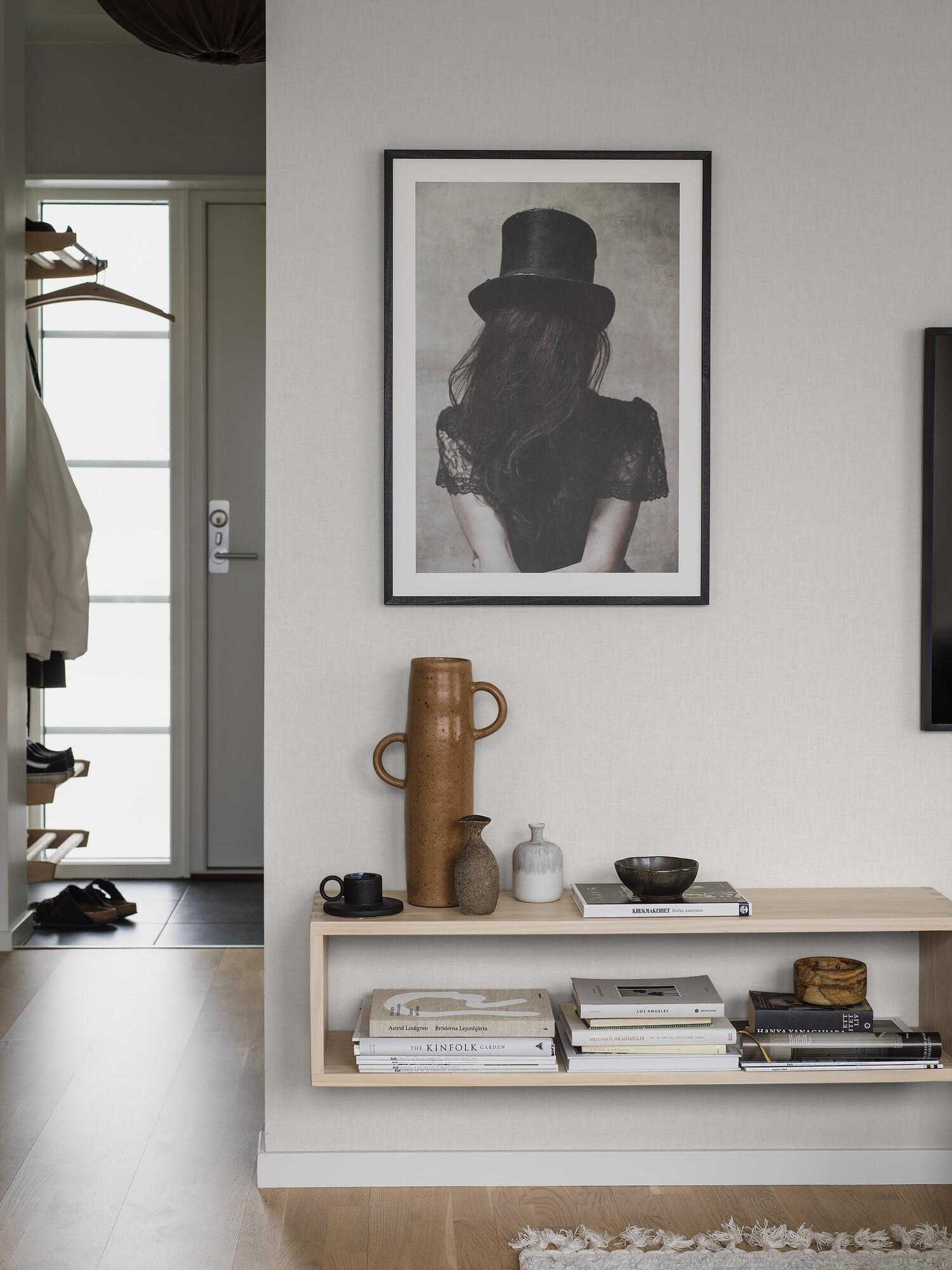 Vega 38708, tapet tapet enfärgad i grå. Från kollektionen Borosan Bas. Nonwoven-material.